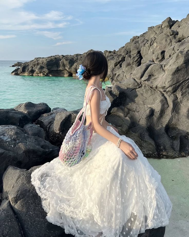 Bạn đã nói: Hãy cung cấp cho tôi những caption về chủ đề Cách chụp bức ảnh nghệ thuật về biển. Trong đó, yêu cầu một dòng có dấu, viết hoa đầu câu và một phiên bản không có dấu, phân biệt các chữ bằng dấu gạch nối. Ví dụ: Chụp ảnh biển chup-anh-bien Chụp ảnh ở biển chup-anh-o-bien Bạn có hiểu chưa ạ? ChatGPT đã nói: Vâng, mình hiểu rất rõ yêu cầu của bạn. Mỗi caption sẽ gồm hai dòng: Dòng đầu: có dấu, viết hoa đầu câu. Dòng hai: phiên bản không dấu, viết thường, các từ được nối bằng dấu gạch nối. Dưới đây là loạt caption về chủ đề cách chụp bức ảnh nghệ thuật về biển: Góc chụp từ trên cao luôn làm biển thêm hùng vĩ goc-chup-tu-tren-cao-luon-lam-bien-them-hung-vi Chọn khung giờ vàng để bắt được ánh sáng tuyệt đẹp chon-khung-gio-vang-de-bat-duoc-anh-sang-tuyet-dep Bố cục một phần ba giúp ảnh biển trở nên cuốn hút bo-cuc-mot-phan-ba-giup-anh-bien-tro-nen-cuon-hut Chụp ngược sáng biển tạo nên bức ảnh đầy cảm xúc chup-nguoc-sang-bien-tao-nen-buc-anh-day-cam-xuc Đặt chủ thể nhỏ giữa không gian biển rộng lớn dat-chu-the-nho-giua-khong-gian-bien-rong-lon Sử dụng filter nhẹ để tôn lên màu nước và mây trời su-dung-filter-nhe-de-ton-len-mau-nuoc-va-may-troi Ảnh cận cảnh sóng vỗ mang đến cảm giác chân thật anh-can-canh-song-vo-mang-den-cam-giac-chan-that Thêm bóng người vào ảnh biển để tăng chiều sâu them-bong-nguoi-vao-anh-bien-de-tang-chieu-sau Lấy nét vào đường chân trời tạo cảm giác yên bình lay-net-vao-duong-chan-troi-tao-cam-giac-yen-binh Sáng tạo với ảnh phản chiếu trên mặt nước biển sang-tao-voi-anh-phan-chieu-tren-mat-nuoc-bien Bạn cần thêm nữa không? Mình có thể tạo tiếp 50-100 caption tương tự. Bạn đã nói: Có ạ ChatGPT đã nói: Dưới đây là 50 caption tiếp theo về Cách chụp bức ảnh nghệ thuật về biển, đúng định dạng bạn yêu cầu: Chụp ảnh lúc bình minh cho màu sắc dịu nhẹ chup-anh-luc-binh-minh-cho-mau-sac-diu-nhe Tận dụng ánh hoàng hôn để tạo hiệu ứng lãng mạn tan-dung-anh-hoang-hon-de-tao-hieu-ung-lang-man Chọn góc nghiêng để tăng chiều sâu cho ảnh biển chon-goc-nghieng-de-tang-chieu-sau-cho-anh-bien Ánh nắng chiếu xiên giúp tạo nên ảnh nhiều tầng lớp anh-nang-chieu-xien-giup-tao-nen-anh-nhieu-tang-lop Dùng chân máy để chụp phơi sáng với sóng biển dung-chan-may-de-chup-phoi-sang-voi-song-bien Chụp ảnh biển sau mưa mang lại sắc thái u buồn chup-anh-bien-sau-mua-mang-lai-sac-thai-u-buon Kết hợp trời và nước trong cùng một khung hình ket-hop-troi-va-nuoc-trong-cung-mot-khung-hinh Sử dụng chế độ HDR để tăng độ chi tiết ảnh biển su-dung-che-do-hdr-de-tang-do-chi-tiet-anh-bien Tạo hiệu ứng chuyển động bằng kỹ thuật phơi sáng tao-hieu-ung-chuyen-dong-bang-ky-thuat-phoi-sang Góc máy thấp giúp biển trông rộng lớn hơn goc-may-thap-giup-bien-trong-rong-lon-hon Chụp từ sau lưng người mẫu để tạo cảm giác khám phá chup-tu-sau-lung-nguoi-mau-de-tao-cam-giac-kham-pha Đặt máy ảnh gần mặt nước để tạo khung hình mới lạ dat-may-anh-gan-mat-nuoc-de-tao-khung-hinh-moi-la Dùng hậu cảnh đơn giản để nổi bật chủ thể dung-hau-canh-don-gian-de-noi-bat-chu-the Tận dụng ánh sáng tự nhiên để tạo chiều sâu tan-dung-anh-sang-tu-nhien-de-tao-chieu-sau Ảnh trắng đen giúp thể hiện chiều sâu cảm xúc anh-trang-den-giup-the-hien-chieu-sau-cam-xuc Kết hợp tia nắng rọi qua mây để tăng ấn tượng ket-hop-tia-nang-roi-qua-may-de-tang-an-tuong Chụp ảnh đôi chân in trên cát cho cảm giác nhẹ nhàng chup-anh-doi-chan-in-tren-cat-cho-cam-giac-nhe-nhang Phản chiếu bầu trời trên sóng tạo ảnh độc đáo phan-chieu-bau-troi-tren-song-tao-anh-doc-dao Chụp từ vách đá cao nhìn xuống bãi biển rất ấn tượng chup-tu-vach-da-cao-nhin-xuong-bai-bien-rat-an-tuong Ảnh ngược sáng kết hợp bầu trời và đường chân trời anh-nguoc-sang-ket-hop-bau-troi-va-duong-chan-troi Góc nghiêng kết hợp ánh sáng vàng tạo ảnh thơ mộng goc-nghieng-ket-hop-anh-sang-vang-tao-anh-tho-mong Chụp ảnh lướt sóng để bắt khoảnh khắc mạnh mẽ chup-anh-luot-song-de-bat-khoanh-khac-manh-me Dùng kỹ thuật zoom để làm nổi bật chi tiết sóng dung-ky-thuat-zoom-de-lam-noi-bat-chi-tiet-song Chụp ảnh từ sau tán dừa tạo khung hình có chiều sâu chup-anh-tu-sau-tan-dua-tao-khung-hinh-co-chieu-sau Góc máy từ bờ cát về phía biển cho cảm giác mở rộng goc-may-tu-bo-cat-ve-phia-bien-cho-cam-giac-mo-rong Chọn trang phục nổi bật khi chụp ảnh tại biển chon-trang-phuc-noi-bat-khi-chup-anh-tai-bien Chụp lúc gió lớn để tạo hiệu ứng tóc bay đẹp mắt chup-luc-gio-lon-de-tao-hieu-ung-toc-bay-dep-mat Lấy nét vào tay chạm nước biển tạo ảnh đầy cảm xúc lay-net-vao-tay-cham-nuoc-bien-tao-anh-day-cam-xuc Chụp ảnh đi chân trần trên cát để tăng sự chân thật chup-anh-di-chan-tran-tren-cat-de-tang-su-chan-that Dùng ống kính góc rộng để thu trọn không gian biển dung-ong-kinh-goc-rong-de-thu-tron-khong-gian-bien Bắt chuyển động sóng vỗ tạo hiệu ứng sinh động bat-chuyen-dong-song-vo-tao-hieu-ung-sinh-dong Chụp ảnh hất nước tạo khoảnh khắc vui nhộn trên biển chup-anh-hat-nuoc-tao-khoanh-khac-vui-nhon-tren-bien Đặt máy gần mặt nước tạo cảm giác đang chìm trong biển dat-may-gan-mat-nuoc-tao-cam-giac-dang-chim-trong-bien Chụp ảnh bước chân để lại dấu vết trên cát chup-anh-buoc-chan-de-lai-dau-vet-tren-cat Ảnh hoàng hôn phản chiếu trên biển luôn lãng mạn anh-hoang-hon-phan-chieu-tren-bien-luon-lang-man Chụp ảnh ngược sáng tạo khung hình bí ẩn và nghệ thuật chup-anh-nguoc-sang-tao-khung-hinh-bi-an-va-nghe-thuat Dùng bóng đổ của người tạo chiều sâu cho khung hình dung-bong-do-cua-nguoi-tao-chieu-sau-cho-khung-hinh Tạo dáng đơn giản để tôn lên vẻ đẹp của biển tao-dang-don-gian-de-ton-len-ve-dep-cua-bien Chụp ảnh từ trên thuyền nhìn về bờ biển rất độc đáo chup-anh-tu-tren-thuyen-nhin-ve-bo-bien-rat-doc-dao Chụp ảnh chạm tay vào mặt nước gợi cảm giác mộng mơ chup-anh-cham-tay-vao-mat-nuoc-goi-cam-giac-mong-mo Ảnh buổi tối bên bờ biển có màu sắc huyền bí anh-buoi-toi-ben-bo-bien-co-mau-sac-huyen-bi Sử dụng màu lạnh để tạo cảm giác mênh mông, yên tĩnh su-dung-mau-lanh-de-tao-cam-giac-menh-mong-yen-tinh Ảnh chân dung trước sóng biển tạo chiều sâu cảm xúc anh-chan-dung-truoc-song-bien-tao-chieu-sau-cam-xuc Chụp ảnh đang chạy dọc bãi biển tạo cảm giác tự do chup-anh-dang-chay-doc-bai-bien-tao-cam-giac-tu-do Lấy góc chụp từ dưới cát để tạo sự mới lạ lay-goc-chup-tu-duoi-cat-de-tao-su-moi-la Dùng kính lọc ND để tạo ảnh biển mịn và mềm mại dung-kinh-loc-nd-de-tao-anh-bien-min-va-mem-mai Bắt khoảnh khắc nước văng tạo hiệu ứng năng động bat-khoanh-khac-nuoc-vang-tao-hieu-ung-nang-dong Chụp ảnh tay nắm tay trên bãi biển tạo cảm giác lãng mạn chup-anh-tay-nam-tay-tren-bai-bien-tao-cam-giac-lang-man Bạn muốn tiếp tục thêm nữa không? Mình có thể tạo thêm 50 hoặc 100 caption tùy bạn chọn nhé! Bạn đã nói: Chủ đề lần này là Cách tạo dáng chụp ảnh đẹp khi mặc váy đi biển Ví dụ: Váy maxi tạo dáng chụp ảnh bãi biển vay-maxi-tao-dang-chup-anh-bai-bien ChatGPT đã nói: Dưới đây là 50 caption đúng chủ đề Cách tạo dáng chụp ảnh đẹp khi mặc váy đi biển, đúng định dạng bạn yêu cầu: Tung váy trong gió tạo dáng tự nhiên và quyến rũ tung-vay-trong-gio-tao-dang-tu-nhien-va-quyen-ru Nghiêng người nhìn xa tạo dáng thanh thoát trên biển nghieng-nguoi-nhin-xa-tao-dang-thanh-thoat-tren-bien Váy maxi bay nhẹ trong nắng cho bức ảnh đầy thơ vay-maxi-bay-nhe-trong-nang-cho-buc-anh-day-tho Ngồi trên bờ cát vuốt nhẹ váy tạo dáng dịu dàng ngoi-tren-bo-cat-vuot-nhe-vay-tao-dang-diu-dang Tạo dáng quay lưng với váy dài thướt tha trong gió tao-dang-quay-lung-voi-vay-dai-thuoc-tha-trong-gio Giơ tay che nắng kết hợp váy xoè tạo cảm hứng nghệ thuật gio-tay-che-nang-ket-hop-vay-xoe-tao-cam-hung-nghe-thuat Bước chậm trên cát với váy xoè tạo dáng nhẹ nhàng buoc-cham-tren-cat-voi-vay-xoe-tao-dang-nhe-nhang Tay cầm mũ rộng vành, váy tung bay trong nắng tay-cam-mu-rong-vanh-vay-tung-bay-trong-nang Tựa người vào đá, váy mềm mại tạo vẻ hoang dại tua-nguoi-vao-da-vay-mem-mai-tao-ve-hoang-dai Xoay nhẹ người làm váy xoè bay đẹp như tranh xoay-nhe-nguoi-lam-vay-xoe-bay-dep-nhu-tranh Nâng nhẹ vạt váy bước trên biển tạo dáng thanh lịch nang-nhe-vat-vay-buoc-tren-bien-tao-dang-thanh-lich Chụp từ sau lưng khi váy tung lên tạo hiệu ứng ấn tượng chup-tu-sau-lung-khi-vay-tung-len-tao-hieu-ung-an-tuong Kéo nhẹ tà váy khi đứng nghiêng nhìn về phía biển keo-nhe-ta-vay-khi-dung-nghieng-nhin-ve-phia-bien Váy trắng dài bước nhẹ trên cát tạo dáng mộng mơ vay-trang-dai-buoc-nhe-tren-cat-tao-dang-mong-mo Đứng trên mỏm đá với váy bay tạo cảm giác mạnh mẽ dung-tren-mom-da-voi-vay-bay-tao-cam-giac-manh-me Tạo dáng nằm nghiêng trên cát với váy xoè nhẹ tao-dang-nam-nghieng-tren-cat-voi-vay-xoe-nhe Bước chân trần trên biển với váy dài trông rất tự nhiên buoc-chan-tran-tren-bien-voi-vay-dai-trong-rat-tu-nhien Váy ren nhẹ nhàng kết hợp dáng tay vuốt tóc vay-ren-nhe-nhang-ket-hop-dang-tay-vuot-toc Dùng váy làm đạo cụ xoay người giữa khung cảnh biển dung-vay-lam-dao-cu-xoay-nguoi-giua-khung-canh-bien Tạo dáng chạy nhẹ để váy bay tự nhiên theo gió tao-dang-chay-nhe-de-vay-bay-tu-nhien-theo-gio Tựa lưng vào cột gỗ, váy chạm cát tạo cảm giác cổ điển tua-lung-vao-cot-go-vay-cham-cat-tao-cam-giac-co-dien Bước ngang khung hình, váy xoè tự nhiên theo nhịp bước buoc-ngang-khung-hinh-vay-xoe-tu-nhien-theo-nhip-buoc Tạo dáng nghiêng người cười nhẹ kết hợp váy mềm mại tao-dang-nghieng-nguoi-cuoi-nhe-ket-hop-vay-mem-mai Chụp từ dưới thấp lên để tôn lên dáng váy uyển chuyển chup-tu-duoi-thap-len-de-ton-len-dang-vay-uyen-chuyen Đứng sát mặt nước để tà váy chạm sóng rất nên thơ dung-sat-mat-nuoc-de-ta-vay-cham-song-rat-nen-tho Váy mỏng nhẹ kết hợp ánh nắng biển tạo ảnh đầy chất thơ vay-mong-nhe-ket-hop-anh-nang-bien-tao-anh-day-chat-tho Tạo dáng đứng xoay nghiêng để váy bung tự nhiên tao-dang-dung-xoay-nghieng-de-vay-bung-tu-nhien Váy dài màu pastel tạo dáng nhẹ nhàng trên nền cát trắng vay-dai-mau-pastel-tao-dang-nhe-nhang-tren-nen-cat-trang Chụp khi váy đang chuyển động tạo cảm giác sống động chup-khi-vay-dang-chuyen-dong-tao-cam-giac-song-dong Dáng ngồi quay mặt ra biển, váy trải nhẹ phía sau dang-ngoi-quay-mat-ra-bien-vay-trai-nhe-phia-sau Váy trễ vai kết hợp dáng ngước nhìn trời tạo vẻ mộng mơ vay-tre-vai-ket-hop-dang-nguoc-nhin-troi-tao-ve-mong-mo Chụp váy khi ánh nắng xuyên qua tạo hiệu ứng trong suốt chup-vay-khi-anh-nang-xuyen-qua-tao-hieu-ung-trong-suot Tạo dáng với váy xếp tầng giúp ảnh thêm chiều sâu tao-dang-voi-vay-xep-tang-giup-anh-them-chieu-sau Đi dọc bờ biển với váy dài tạo cảm giác nhẹ nhàng di-doc-bo-bien-voi-vay-dai-tao-cam-giac-nhe-nhang Dáng đứng chân chéo nhẹ, váy ôm dáng thanh thoát dang-dung-chan-cheo-nhe-vay-om-dang-thanh-thoat Chụp váy tung lên giữa trời nắng tạo khung hình ấn tượng chup-vay-tung-len-giua-troi-nang-tao-khung-hinh-an-tuong Tựa vai vào người đi cùng, váy xoè mềm mại phía sau tua-vai-vao-nguoi-di-cung-vay-xoe-mem-mai-phia-sau Ngồi bên mỏm đá thả váy dài theo gió thổi ngoi-ben-mom-da-tha-vay-dai-theo-gio-thoi Dáng ngồi ôm gối trên cát với váy thướt tha dang-ngoi-om-goi-tren-cat-voi-vay-thuoc-tha Váy voan nhẹ kết hợp tạo dáng xoay mình trên biển vay-voan-nhe-ket-hop-tao-dang-xoay-minh-tren-bien Tay nâng tà váy khi đi bộ trên bãi biển đầy nắng tay-nang-ta-vay-khi-di-bo-tren-bai-bien-day-nang Tạo dáng cùng hoa và váy trắng để ảnh thêm tinh khôi tao-dang-cung-hoa-va-vay-trang-de-anh-them-tinh-khoi Dáng đứng giữa bãi biển, váy thả rơi tự nhiên dang-dung-giua-bai-bien-vay-tha-roi-tu-nhien Váy dài sát đất kết hợp gió biển tạo vẻ bay bổng vay-dai-sat-dat-ket-hop-gio-bien-tao-ve-bay-bong Chụp váy khi ánh nắng lấp lánh tạo khung hình ấm áp chup-vay-khi-anh-nang-lap-lanh-tao-khung-hinh-am-ap Tạo dáng cúi đầu nhẹ nhàng để váy ôm theo dáng tao-dang-cui-dau-nhe-nhang-de-vay-om-theo-dang Bước đi thong thả trong ánh hoàng hôn và váy dài buoc-di-thong-tha-trong-anh-hoang-hon-va-vay-dai Nếu bạn cần thêm 50 caption nữa về chủ đề này, mình sẽ tiếp tục ngay nhé! Bạn đã nói: Chủ đề Gợi ý cách tạo dáng chụp ảnh bình minh và hoàng hôn trên biển ví dụ: Chụp ảnh bình minh trên biển chup-anh-binh-minh-tren-bien Cách chụp ảnh bình minh trên biển cach-chup-anh-binh-minh-tren-bien ChatGPT đã nói: Dưới đây là 50 caption về chủ đề Gợi ý cách tạo dáng chụp ảnh bình minh và hoàng hôn trên biển, đúng định dạng bạn yêu cầu: Chụp ảnh bình minh trên biển chup-anh-binh-minh-tren-bien Cách chụp ảnh bình minh trên biển cach-chup-anh-binh-minh-tren-bien Tạo dáng quay lưng ngắm bình minh trên biển tao-dang-quay-lung-ngam-binh-minh-tren-bien Đứng nghiêng người dưới ánh nắng bình minh dung-nghieng-nguoi-duoi-anh-nang-binh-minh Ngồi trên cát chờ ánh mặt trời ló dạng ngoi-tren-cat-cho-anh-mat-troi-lo-dang Tạo dáng duỗi chân thả lỏng lúc bình minh lên tao-dang-duoi-chan-tha-long-luc-binh-minh-len Chụp ảnh tay che mặt trời đang mọc chup-anh-tay-che-mat-troi-dang-moc Tựa đầu vào vai người bên cạnh lúc bình minh tua-dau-vao-vai-nguoi-ben-canh-luc-binh-minh Chạy nhẹ trên bãi cát khi nắng vừa lên chay-nhe-tren-bai-cat-khi-nang-vua-len Chụp ảnh đón nắng đầu ngày bên bờ biển chup-anh-don-nang-dau-ngay-ben-bo-bien Cách tạo dáng khi hoàng hôn buông xuống cach-tao-dang-khi-hoang-hon-buong-xuong Đứng nhìn mặt trời lặn để tạo ảnh sâu lắng dung-nhin-mat-troi-lan-de-tao-anh-sau-lang Tạo dáng đưa tay về phía mặt trời lặn tao-dang-dua-tay-ve-phia-mat-troi-lan Ngồi trên đá, mắt nhìn xa về hoàng hôn ngoi-tren-da-mat-nhin-xa-ve-hoang-hon Ảnh silhouette lúc hoàng hôn luôn đầy nghệ thuật anh-silhouette-luc-hoang-hon-luon-day-nghe-thuat Chụp ảnh với ánh nắng đỏ cuối ngày trên biển chup-anh-voi-anh-nang-do-cuoi-ngay-tren-bien Giơ tay lên cao đón ánh hoàng hôn tuyệt đẹp gio-tay-len-cao-don-anh-hoang-hon-tuyet-dep Tạo dáng đi bộ giữa khung cảnh hoàng hôn tao-dang-di-bo-giua-khung-canh-hoang-hon Chụp ảnh bóng người dưới ánh hoàng hôn chup-anh-bong-nguoi-duoi-anh-hoang-hon Tựa người vào lan can nhìn hoàng hôn buông tua-nguoi-vao-lan-can-nhin-hoang-hon-buong Tạo dáng cúi đầu khi mặt trời khuất dần tao-dang-cui-dau-khi-mat-troi-khuat-dan Khoảnh khắc ôm nhau dưới hoàng hôn thật lãng mạn khoanh-khac-om-nhau-duoi-hoang-hon-that-lang-man Chụp ảnh chân trần trên cát lúc bình minh chup-anh-chan-tran-tren-cat-luc-binh-minh Tạo dáng thư giãn với ly cà phê khi bình minh lên tao-dang-thu-gian-voi-ly-ca-phe-khi-binh-minh-len Dáng đứng dang tay thật rộng đón nắng sớm dang-dung-dang-tay-that-rong-don-nang-som Tạo dáng nghiêng người nhẹ nhàng dưới trời hoàng hôn tao-dang-nghieng-nguoi-nhe-nhang-duoi-troi-hoang-hon Chụp ảnh nhảy lên cao dưới ánh bình minh chup-anh-nhay-len-cao-duoi-anh-binh-minh Góc chụp thấp bắt được toàn bộ nền trời đỏ rực goc-chup-thap-bat-duoc-toan-bo-nen-troi-do-ruc Tạo dáng ngồi bó gối nhìn ra mặt biển tao-dang-ngoi-bo-goi-nhin-ra-mat-bien Chụp ảnh phản chiếu ánh hoàng hôn trên mặt nước chup-anh-phan-chieu-anh-hoang-hon-tren-mat-nuoc Nắm tay nhau đi dọc biển lúc hoàng hôn nam-tay-nhau-di-doc-bien-luc-hoang-hon Tạo dáng nhẹ nhàng với váy bay trong gió sớm tao-dang-nhe-nhang-voi-vay-bay-trong-gio-som Chụp ảnh khi ánh sáng phản chiếu lên mặt chup-anh-khi-anh-sang-phan-chieu-len-mat Tựa người vào ghế dài ngắm hoàng hôn yên bình tua-nguoi-vao-ghe-dai-ngam-hoang-hon-yen-binh Góc chụp từ sau lưng tạo dáng đơn giản mà cuốn hút goc-chup-tu-sau-lung-tao-dang-don-gian-ma-cuon-hut Tạo dáng tay ôm mũ, mắt nhắm hờ lúc bình minh tao-dang-tay-om-mu-mat-nham-ho-luc-binh-minh Chụp ảnh ánh nắng chiếu qua tóc tạo cảm giác dịu dàng chup-anh-anh-nang-chieu-qua-toc-tao-cam-giac-diu-dang Tạo dáng cùng bóng người dưới ánh hoàng hôn đỏ tao-dang-cung-bong-nguoi-duoi-anh-hoang-hon-do Ngồi bắt chéo chân trên bờ biển lúc trời chạng vạng ngoi-bat-cheo-chan-tren-bo-bien-luc-troi-chang-vang Đứng thả dáng trên bãi cát khi trời đang rạng đông dung-tha-dang-tren-bai-cat-khi-troi-dang-rang-dong Ảnh chụp nghiêng người dưới nền trời hoàng hôn anh-chup-nghieng-nguoi-duoi-nen-troi-hoang-hon Chụp ảnh tay chạm nhẹ sóng lúc bình minh yên ả chup-anh-tay-cham-nhe-song-luc-binh-minh-yen-a Tạo dáng hất tóc khi gió thổi mạnh trong ánh sáng sớm tao-dang-hat-toc-khi-gio-thoi-manh-trong-anh-sang-som Chụp ảnh ngồi cạnh người thương dưới ánh hoàng hôn chup-anh-ngoi-canh-nguoi-thuong-duoi-anh-hoang-hon Dáng đi chậm rãi theo chiều nắng tạo khung hình đẹp dang-di-cham-rai-theo-chieu-nang-tao-khung-hinh-dep Tạo dáng với khăn choàng mỏng bay trong gió sớm tao-dang-voi-khan-choang-mong-bay-trong-gio-som Đứng ngược sáng để có ảnh bóng đẹp lúc hoàng hôn dung-nguoc-sang-de-co-anh-bong-dep-luc-hoang-hon Bạn muốn mình tạo tiếp 50 caption nữa không? Mình sẵn sàng làm ngay nhé! Bạn đã nói: Chỉ cần caption mô tả cảnh bình minh/hoàng hôn đâu. Đây là Chủ đề về ảnh phong cảnh, không có người đâu ạ ChatGPT đã nói: Cảm ơn bạn đã làm rõ! Vậy dưới đây là 50 caption mô tả ảnh phong cảnh bình minh và hoàng hôn trên biển, không có người, đúng định dạng bạn yêu cầu: Bình minh rực sáng trên mặt biển yên ả binh-minh-ruc-sang-tren-mat-bien-yen-a Hoàng hôn đỏ rực phủ khắp mặt biển hoang-hon-do-ruc-phu-khap-mat-bien Sóng nhẹ vỗ bờ dưới ánh bình minh song-nhe-vo-bo-duoi-anh-binh-minh Mặt trời nhô lên từ đường chân trời biển mat-troi-nho-len-tu-duong-chan-troi-bien Bầu trời chuyển sắc cam khi hoàng hôn buông bau-troi-chuyen-sac-cam-khi-hoang-hon-buong Ánh sáng vàng dịu trải dài trên biển anh-sang-vang-diu-trai-dai-tren-bien Bình minh nhuộm hồng từng gợn sóng binh-minh-nhuom-hong-tung-gon-song Hoàng hôn tỏa ánh sáng ấm lên mặt nước hoang-hon-toa-anh-sang-am-len-mat-nuoc Bầu trời phản chiếu trong làn sóng êm bau-troi-phan-chieu-trong-lan-song-em Ánh nắng đầu ngày xuyên qua mây nhẹ anh-nang-dau-ngay-xuyen-qua-may-nhe Bình minh trên biển đẹp như tranh vẽ binh-minh-tren-bien-dep-nhu-tranh-ve Biển sáng sớm lặng lẽ và tinh khiết bien-sang-som-lang-le-va-tinh-khiet Bầu trời cam đỏ rực trên đường chân trời bau-troi-cam-do-ruc-tren-duong-chan-troi Mặt biển nhuốm màu vàng của hoàng hôn mat-bien-nhuom-mau-vang-cua-hoang-hon Sóng biển nhẹ nhàng dưới nắng chiều tà song-bien-nhe-nhang-duoi-nang-chieu-ta Bình minh chiếu rọi từng đợt sóng lăn tăn binh-minh-chieu-roi-tung-dot-song-lan-tan Mây hồng lơ lửng phía trên mặt biển xanh may-hong-lo-lung-phia-tren-mat-bien-xanh Mặt trời lặn tạo vệt sáng vàng óng ánh mat-troi-lan-tao-vet-sang-vang-ong-anh Trời xanh nhạt dần theo ánh nắng hoàng hôn troi-xanh-nhat-dan-theo-anh-nang-hoang-hon Bình minh yên tĩnh với sóng và cát binh-minh-yen-tinh-voi-song-va-cat Cảnh biển rực rỡ khi ngày mới bắt đầu canh-bien-ruc-ro-khi-ngay-moi-bat-dau Bầu trời hoàng hôn pha lẫn tím và hồng bau-troi-hoang-hon-pha-lan-tim-va-hong Ánh sáng đỏ cam trùm lên mặt biển anh-sang-do-cam-trum-len-mat-bien Sóng phản chiếu ánh bình minh lấp lánh song-phan-chieu-anh-binh-minh-lap-lanh Hoàng hôn trải dài trên mặt biển tĩnh lặng hoang-hon-trai-dai-tren-mat-bien-tinh-lang Cảnh biển sáng sớm ngập tràn sắc nắng canh-bien-sang-som-ngap-tran-sac-nang Trời rạng đông tạo nên dải màu rực rỡ troi-rang-dong-tao-nen-dai-mau-ruc-ro Bình minh lên nhuộm vàng mặt sóng binh-minh-len-nhuom-vang-mat-song Sắc đỏ hoàng hôn phủ kín chân trời xa sac-do-hoang-hon-phu-kin-chan-troi-xa Bình minh trên biển mang theo hơi sương binh-minh-tren-bien-mang-theo-hoi-suong Ánh sáng chiều tà in lên từng gợn nước anh-sang-chieu-ta-in-len-tung-gon-nuoc Bầu trời biển mờ ảo lúc mặt trời mọc bau-troi-bien-mo-ao-luc-mat-troi-moc Sóng nhẹ lăn tăn trong ánh hoàng hôn song-nhe-lan-tan-trong-anh-hoang-hon Bình minh lên làm biển sáng bừng sức sống binh-minh-len-lam-bien-sang-bung-suc-song Mặt biển gợn sóng dưới trời đỏ rực mat-bien-gon-song-duoi-troi-do-ruc Trời bình minh pha lẫn vàng cam nhẹ nhàng troi-binh-minh-pha-lan-vang-cam-nhe-nhang Hoàng hôn tắt dần để lại bầu trời tím hoang-hon-tat-dan-de-lai-bau-troi-tim Biển lặng gió trong ánh chiều nhẹ nhàng bien-lang-gio-trong-anh-chieu-nhe-nhang Vệt nắng hoàng hôn chạm vào mặt nước vet-nang-hoang-hon-cham-vao-mat-nuoc Biển lúc bình minh mang vẻ đẹp dịu dàng bien-luc-binh-minh-mang-ve-dep-diu-dang Hoàng hôn trên biển luôn nhuộm màu lãng mạn hoang-hon-tren-bien-luon-nhuom-mau-lang-man Biển hồng tím khi hoàng hôn dần buông bien-hong-tim-khi-hoang-hon-dan-buong Bình minh đến nhẹ như gió chạm mặt nước binh-minh-den-nhe-nhu-gio-cham-mat-nuoc Màu trời hòa với nước lúc bình minh lên mau-troi-hoa-voi-nuoc-luc-binh-minh-len Mặt trời đỏ chầm chậm chìm xuống biển xa mat-troi-do-cham-cham-chim-xuong-bien-xa Bình minh trên biển mang màu trời trong vắt binh-minh-tren-bien-mang-mau-troi-trong-vat Hoàng hôn dịu dàng kết thúc một ngày yên ả hoang-hon-diu-dang-ket-thuc-mot-ngay-yen-a Bạn muốn mình tiếp tục thêm 50 caption nữa không? Mình có thể làm ngay nhé! Bạn đã nói: Chia sẻ cách tạo dáng chụp ảnh biển bikini Ví dụ: Cách tạo dáng chụp ảnh bikini ở biển cach-tao-dang-chup-anh-bikini-o-bien ChatGPT đã nói: Dưới đây là 50 caption cho chủ đề Chia sẻ cách tạo dáng chụp ảnh biển bikini, đúng định dạng bạn yêu cầu: Cách tạo dáng chụp ảnh bikini ở biển cach-tao-dang-chup-anh-bikini-o-bien Tạo dáng nằm nghiêng trên cát khi mặc bikini tao-dang-nam-nghieng-tren-cat-khi-mac-bikini Đứng nghiêng người tay vuốt tóc cực cuốn hút dung-nghieng-nguoi-tay-vuot-toc-cuc-cuon-hut Chụp ảnh bikini quay lưng nhìn ra biển chup-anh-bikini-quay-lung-nhin-ra-bien Tạo dáng chống tay sau lưng khi ngồi trên cát tao-dang-chong-tay-sau-lung-khi-ngoi-tren-cat Ngồi xoay người nhẹ kết hợp ánh nắng biển ngoi-xoay-nguoi-nhe-ket-hop-anh-nang-bien Chụp cận mặt kết hợp dáng bikini tự nhiên chup-can-mat-ket-hop-dang-bikini-tu-nhien Bikini kết hợp dáng đi thong thả trên bờ biển bikini-ket-hop-dang-di-thong-tha-tren-bo-bien Tạo dáng đang buộc tóc với bộ bikini nổi bật tao-dang-dang-buoc-toc-voi-bo-bikini-noi-bat Đứng nghiêng người tạo đường cong trong nắng dung-nghieng-nguoi-tao-duong-cong-trong-nang Chụp ảnh bikini khi đang bước lên từ biển chup-anh-bikini-khi-dang-buoc-len-tu-bien Dáng ngồi dang chân nhẹ tay chống sau lưng dang-ngoi-dang-chan-nhe-tay-chong-sau-lung Tạo dáng bikini với tư thế một chân trước tao-dang-bikini-voi-tu-the-mot-chan-truoc Chụp ảnh từ sau lưng khi váy bikini bay nhẹ chup-anh-tu-sau-lung-khi-vay-bikini-bay-nhe Dáng bikini nằm úp người tay chống cằm dang-bikini-nam-up-nguoi-tay-chong-cam Tạo dáng bước chân trên nước cực kỳ nổi bật tao-dang-buoc-chan-tren-nuoc-cuc-ky-noi-bat Đứng khoanh tay nhẹ nhàng với ánh hoàng hôn dung-khoanh-tay-nhe-nhang-voi-anh-hoang-hon Chụp dáng bikini kết hợp khăn choàng dài chup-dang-bikini-ket-hop-khan-choang-dai Nằm nghiêng chống đầu trên cát trong ánh nắng nam-nghieng-chong-dau-tren-cat-trong-anh-nang Tạo dáng nghịch nước với bikini tươi trẻ tao-dang-nghich-nuoc-voi-bikini-tuoi-tre Đứng xoay nhẹ hông kết hợp nụ cười tự nhiên dung-xoay-nhe-hong-ket-hop-nu-cuoi-tu-nhien Tạo dáng bikini với bóng đổ trên cát trắng tao-dang-bikini-voi-bong-do-tren-cat-trang Chụp khi bikini ướt tạo hiệu ứng chân thật chup-khi-bikini-uot-tao-hieu-ung-chan-that Tay vuốt tóc kết hợp dáng nghiêng khi mặc bikini tay-vuot-toc-ket-hop-dang-nghieng-khi-mac-bikini Tạo dáng giơ hai tay lên trời khoe dáng săn chắc tao-dang-gio-hai-tay-len-troi-khoe-dang-san-chac Chụp từ góc thấp tôn vóc dáng bikini quyến rũ chup-tu-goc-thap-ton-voc-dang-bikini-quyen-ru Bikini kết hợp kính râm và dáng tự tin bikini-ket-hop-kinh-ram-va-dang-tu-tin Chụp bikini lúc nước văng lên tạo khoảnh khắc sinh động chup-bikini-luc-nuoc-vang-len-tao-khoanh-khac-sinh-dong Dáng nằm úp người xoay đầu nhìn về ống kính dang-nam-up-nguoi-xoay-dau-nhin-ve-ong-kinh Tạo dáng giơ váy bikini lên khi gió thổi nhẹ tao-dang-gio-vay-bikini-len-khi-gio-thoi-nhe Tựa người vào mỏm đá khi mặc bikini cá tính tua-nguoi-vao-mom-da-khi-mac-bikini-ca-tinh Chụp ảnh bikini kết hợp nắng vàng và cát trắng chup-anh-bikini-ket-hop-nang-vang-va-cat-trang Tạo dáng ngồi gập chân trên khăn trải bãi biển tao-dang-ngoi-gap-chan-tren-khan-trai-bai-bien Dáng đứng bikini kết hợp tay chống hông mạnh mẽ dang-dung-bikini-ket-hop-tay-chong-hong-manh-me Tạo dáng đùa nước cùng ánh sáng phản chiếu tao-dang-dua-nuoc-cung-anh-sang-phan-chieu Chụp ảnh bikini nghiêng người theo đường cong cơ thể chup-anh-bikini-nghieng-nguoi-theo-duong-cong-co-the Tạo dáng tay chống một bên, chân co nhẹ nhàng tao-dang-tay-chong-mot-ben-chan-co-nhe-nhang Chụp ảnh bikini từ phía xa trong khung cảnh hoang sơ chup-anh-bikini-tu-phia-xa-trong-khung-canh-hoang-so Dáng bikini giữa biển tạo cảm giác hòa vào thiên nhiên dang-bikini-giua-bien-tao-cam-giac-hoa-vao-thien-nhien Đứng xoay lưng nghiêng đầu nhìn lại đầy thần thái dung-xoay-lung-nghieng-dau-nhin-lai-day-than-thai Chụp ảnh bikini trên mỏm đá cao đầy cá tính chup-anh-bikini-tren-mom-da-cao-day-ca-tinh Tạo dáng đi qua khung cảnh biển lúc bình minh tao-dang-di-qua-khung-canh-bien-luc-binh-minh Chụp bikini với ánh sáng ngược để tạo ảnh silhouette chup-bikini-voi-anh-sang-nguoc-de-tao-anh-silhouette Bikini kết hợp khăn choàng tung bay theo gió biển bikini-ket-hop-khan-choang-tung-bay-theo-gio-bien Tạo dáng bikini với chân trần đứng trên đá ướt tao-dang-bikini-voi-chan-tran-dung-tren-da-uot Dáng ngồi gác tay lên gối tạo vẻ quyến rũ tự nhiên dang-ngoi-gac-tay-len-goi-tao-ve-quyen-ru-tu-nhien Chụp ảnh bikini từ phía sau với biển bao quanh chup-anh-bikini-tu-phia-sau-voi-bien-bao-quanh Bạn muốn thêm 50 caption nữa không? Mình sẽ tiếp tục ngay nếu bạn cần nhé! Bạn đã nói: Chủ đề Hướng dẫn cách tạo dáng đi biển cho người béo ChatGPT đã nói: Dưới đây là 50 caption cho chủ đề Hướng dẫn cách tạo dáng đi biển cho người béo, đúng định dạng bạn yêu cầu: Cách tạo dáng đi biển cho người béo cach-tao-dang-di-bien-cho-nguoi-beo Tạo dáng nghiêng người giúp che bớt khuyết điểm tao-dang-nghieng-nguoi-giup-che-bot-khuyet-diem Đứng bắt chéo chân giúp dáng người gọn hơn dung-bat-cheo-chan-giup-dang-nguoi-gon-hon Tạo dáng giơ tay lên cao để kéo dài cơ thể tao-dang-gio-tay-len-cao-de-keo-dai-co-the Chụp góc nghiêng với ánh sáng tốt tôn dáng rõ ràng chup-goc-nghieng-voi-anh-sang-tot-ton-dang-ro-rang Ngồi nghiêng người về phía ống kính giúp thân hình thanh thoát ngoi-nghieng-nguoi-ve-phia-ong-kinh-giup-than-hinh-thanh-thoat Tạo dáng tay chống hông để định hình vòng eo tao-dang-tay-chong-hong-de-dinh-hinh-vong-eo Chụp từ trên xuống giúp gương mặt nhỏ hơn chup-tu-tren-xuong-giup-guong-mat-nho-hon Tạo dáng với khăn choàng che nhẹ vòng hai tao-dang-voi-khan-choang-che-nhe-vong-hai Ngồi dựa lưng vào ghế thư giãn tạo dáng tự nhiên ngoi-dua-lung-vao-ghe-thu-gian-tao-dang-tu-nhien Đứng chéo chân tay đặt lên mũ tạo hiệu ứng cao ráo dung-cheo-chan-tay-dat-len-mu-tao-hieu-ung-cao-rao Chọn bikini cạp cao kết hợp tạo dáng quay lưng chon-bikini-cap-cao-ket-hop-tao-dang-quay-lung Tạo dáng dang tay nhẹ để vóc dáng mềm mại hơn tao-dang-dang-tay-nhe-de-voc-dang-mem-mai-hon Chụp ảnh với áo choàng dáng dài tăng sự thanh thoát chup-anh-voi-ao-choang-dang-dai-tang-su-thanh-thoat Chụp nửa thân từ vai trở lên để che phần bụng chup-nua-than-tu-vai-tro-len-de-che-phan-bung Tạo dáng bên cạnh đạo cụ như ghế hoặc khăn tao-dang-ben-canh-dao-cu-nhu-ghe-hoac-khan Tạo dáng giơ váy nhẹ nhàng khi đi trên cát tao-dang-gio-vay-nhe-nhang-khi-di-tren-cat Tư thế quay nghiêng một góc 45 độ tôn dáng tối ưu tu-the-quay-nghieng-mot-goc-45-do-ton-dang-toi-uu Ngồi một bên chân co chân duỗi tự nhiên và thanh lịch ngoi-mot-ben-chan-co-chan-duoi-tu-nhien-va-thanh-lich Chụp ảnh ở vị trí gần mặt biển để phân tán sự chú ý chup-anh-o-vi-tri-gan-mat-bien-de-phan-tan-su-chu-y Tạo dáng khi đang bước đi tự nhiên và không gượng ép tao-dang-khi-dang-buoc-di-tu-nhien-va-khong-guong-ep Sử dụng mũ rộng vành tạo điểm nhấn che khuyết điểm su-dung-mu-rong-vanh-tao-diem-nhan-che-khuyet-diem Tạo dáng khi đang chỉnh tóc để tay che vùng eo tao-dang-khi-dang-chinh-toc-de-tay-che-vung-eo Tư thế xoay người nửa thân sau làm nổi bật đường cong tu-the-xoay-nguoi-nua-than-sau-lam-noi-bat-duong-cong Chọn tư thế ngồi sau khăn tắm để tạo cảm giác gọn gàng chon-tu-the-ngoi-sau-khan-tam-de-tao-cam-giac-gon-gang Tạo dáng che ánh nắng bằng tay khi nhìn xa xăm tao-dang-che-anh-nang-bang-tay-khi-nhin-xa-xam Chụp ảnh khi đang cười tự nhiên để thu hút ánh nhìn chup-anh-khi-dang-cuoi-tu-nhien-de-thu-hut-anh-nhin Tạo dáng đi chậm để váy hoặc áo bay nhẹ theo gió tao-dang-di-cham-de-vay-hoac-ao-bay-nhe-theo-gio Chọn áo dáng dài khoác ngoài bikini để che khuyết điểm chon-ao-dang-dai-khoac-ngoai-bikini-de-che-khuyet-diem Tạo dáng với chân đặt trước, người hơi nghiêng tao-dang-voi-chan-dat-truoc-nguoi-hoi-nghieng Tạo góc ảnh từ trên cao để thân hình thon hơn tao-goc-anh-tu-tren-cao-de-than-hinh-thon-hon Đứng cạnh cột gỗ hoặc ghế để tạo điểm nhấn dung-canh-cot-go-hoac-ghe-de-tao-diem-nhan Dùng tóc dài hoặc khăn che nhẹ một bên vai dung-toc-dai-hoac-khan-che-nhe-mot-ben-vai Chụp ảnh vào sáng sớm khi ánh sáng dịu nhẹ chup-anh-vao-sang-som-khi-anh-sang-diu-nhe Đứng dang hai tay với dáng thẳng để trông cao hơn dung-dang-hai-tay-voi-dang-thang-de-trong-cao-hon Tạo dáng ngồi nghiêng đầu về một phía khi tạo kiểu tao-dang-ngoi-nghieng-dau-ve-mot-phia-khi-tao-kieu Kết hợp khăn mỏng bay trong gió để ảnh thêm cuốn hút ket-hop-khan-mong-bay-trong-gio-de-anh-them-cuon-hut Tạo dáng ngồi xoay lưng và cúi đầu nhẹ về phía biển tao-dang-ngoi-xoay-lung-va-cui-dau-nhe-ve-phia-bien Tạo dáng đi qua khung cảnh cát trắng nắng vàng tao-dang-di-qua-khung-canh-cat-trang-nang-vang Sử dụng ghế bố và khăn tắm lớn làm đạo cụ su-dung-ghe-bo-va-khan-tam-lon-lam-dao-cu Tạo dáng ôm mũ rộng vành che một bên mặt tao-dang-om-mu-rong-vanh-che-mot-ben-mat Tạo dáng tay chống eo từ phía sau để tạo dáng cong tao-dang-tay-chong-eo-tu-phia-sau-de-tao-dang-cong Ngồi tựa vào lan can với dáng thả lỏng tự nhiên ngoi-tua-vao-lan-can-voi-dang-tha-long-tu-nhien Tư thế bước chéo chân với áo khoác ngoài thướt tha tu-the-buoc-cheo-chan-voi-ao-khoac-ngoai-thuot-tha Tạo dáng một chân lên ghế tay đặt nhẹ lên đùi tao-dang-mot-chan-len-ghe-tay-dat-nhe-len-dui Chụp góc nghiêng cận mặt để nhấn vào biểu cảm chup-goc-nghieng-can-mat-de-nhan-vao-bieu-cam Tạo dáng nhẹ nhàng với hoa cầm tay để phân tán điểm nhìn tao-dang-nhe-nhang-voi-hoa-cam-tay-de-phan-tan-diem-nhin Bạn muốn mình tiếp tục thêm 50 dòng nữa không? Mình sẵn sàng thực hiện tiếp ngay nhé! Bạn đã nói: Chủ đề Tổng hợp các mẫu tạo dáng đi biển đẹp cho bé ChatGPT đã nói: Dưới đây là 50 caption cho chủ đề Tổng hợp các mẫu tạo dáng đi biển đẹp cho bé, đúng định dạng bạn yêu cầu: Bé giơ tay chào biển tạo dáng đáng yêu be-gio-tay-chao-bien-tao-dang-dang-yeu Tạo dáng bé ngồi xúc cát trên bãi biển tao-dang-be-ngoi-xuc-cat-tren-bai-bien Bé cầm phao tạo dáng cười tươi dưới nắng be-cam-phao-tao-dang-cuoi-tuoi-duoi-nang Chụp bé bước đi chân trần trên cát chup-be-buoc-di-chan-tran-tren-cat Bé đội mũ rộng vành đứng nghiêng đầu be-doi-mu-rong-vanh-dung-nghieng-dau Tạo dáng bé nghịch nước cùng xô và xẻng tao-dang-be-nghich-nuoc-cung-xo-va-xeng Bé ngồi trên khăn tắm giơ tay che nắng be-ngoi-tren-khan-tam-gio-tay-che-nang Chụp ảnh bé đang chạy nhảy tung tăng chup-anh-be-dang-chay-nhay-tung-tang Tạo dáng bé đứng khoanh tay nhìn ra biển tao-dang-be-dung-khoanh-tay-nhin-ra-bien Bé ôm thú bông tạo dáng trên bãi cát be-om-thu-bong-tao-dang-tren-bai-cat Bé ngồi bó gối cười tít mắt dưới trời be-ngoi-bo-goi-cuoi-tit-mat-duoi-troi Tạo dáng bé dang tay xoay người vui vẻ tao-dang-be-dang-tay-xoay-nguoi-vui-ve Bé ngồi cạnh thuyền đồ chơi tạo dáng chill be-ngoi-canh-thuyen-do-choi-tao-dang-chill Bé tạo dáng giơ phao lên trời đầy năng lượng be-tao-dang-gio-phao-len-troi-day-nang-luong Tạo dáng bé cúi xuống nhặt vỏ sò đáng yêu tao-dang-be-cui-xuong-nhat-vo-so-dang-yeu Bé đội nón lá nhỏ chụp góc nghiêng cực dễ thương be-doi-non-la-nho-chup-goc-nghieng-cuc-de-thuong Chụp bé ngồi bên tháp cát vừa xây xong chup-be-ngoi-ben-thap-cat-vua-xay-xong Tạo dáng bé đang giơ hai tay gọi sóng tao-dang-be-dang-gio-hai-tay-goi-song Bé đứng nhón chân nhìn theo ánh hoàng hôn be-dung-nhon-chan-nhin-theo-anh-hoang-hon Tạo dáng bé mặc áo phao ngồi lặng yên tao-dang-be-mac-ao-phao-ngoi-lang-yen Bé chụp ảnh phía sau với tóc bay nhẹ nhàng be-chup-anh-phia-sau-voi-toc-bay-nhe-nhang Bé giơ chân đá nước tạo khoảnh khắc vui nhộn be-gio-chan-da-nuoc-tao-khoanh-khac-vui-nhon Tạo dáng bé tựa đầu vào phao hình thú tao-dang-be-tua-dau-vao-phao-hinh-thu Bé đội mũ hình cá tạo dáng siêu cute be-doi-mu-hinh-ca-tao-dang-sieu-cute Chụp ảnh bé nhắm mắt đón gió biển nhẹ chup-anh-be-nham-mat-don-gio-bien-nhe Tạo dáng bé nghiêng đầu cười rạng rỡ tao-dang-be-nghieng-dau-cuoi-rang-ro Bé ngồi xếp vỏ sò tạo dáng chăm chú be-ngoi-xep-vo-so-tao-dang-cham-chu Chụp ảnh bé đi theo dấu chân trên cát chup-anh-be-di-theo-dau-chan-tren-cat Tạo dáng bé chống cằm nhìn biển mộng mơ tao-dang-be-chong-cam-nhin-bien-mong-mo Bé giơ tay hình trái tim hướng ra biển be-gio-tay-hinh-trai-tim-huong-ra-bien Tạo dáng bé ngồi đung đưa chân trên mỏm đá tao-dang-be-ngoi-dung-dua-chan-tren-mom-da Bé ngồi giữa vòng tròn vỏ sò tạo dáng be-ngoi-giua-vong-tron-vo-so-tao-dang Tạo dáng bé cầm quạt giấy đứng dưới nắng tao-dang-be-cam-quat-giay-dung-duoi-nang Bé chạy chân sáo tạo dáng bay nhè nhẹ be-chay-chan-sao-tao-dang-bay-nhe-nhe Tạo dáng bé dang tay thật rộng ôm gió biển tao-dang-be-dang-tay-that-rong-om-gio-bien Bé ngồi ăn kem cười tươi trên khăn trải be-ngoi-an-kem-cuoi-tuoi-tren-khan-trai Chụp bé đang ngắm thuyền buồm nhỏ ngoài xa chup-be-dang-ngam-thuyen-buom-nho-ngoai-xa Tạo dáng bé nhảy nhẹ lên khi sóng tới tao-dang-be-nhay-nhe-len-khi-song-toi Bé nằm dài trên phao hình trái cây dễ thương be-nam-dai-tren-phao-hinh-trai-cay-de-thuong Tạo dáng bé cầm bong bóng bay dưới nắng tao-dang-be-cam-bong-bong-bay-duoi-nang Bé ôm gối biển tạo dáng cực chill trên cát be-om-goi-bien-tao-dang-cuc-chill-tren-cat Chụp ảnh bé nhặt đá cuội tạo dáng tập trung chup-anh-be-nhat-da-cuoi-tao-dang-tap-trung Bé ngồi vẽ hình trên cát với que gỗ nhỏ be-ngoi-ve-hinh-tren-cat-voi-que-go-nho Tạo dáng bé đứng sau lưng cánh diều bay tao-dang-be-dung-sau-lung-canh-dieu-bay Bé đội mũ hoa nhí tạo dáng cười ngọt ngào be-doi-mu-hoa-nhi-tao-dang-cuoi-ngot-ngao Bé nằm sấp trên khăn tắm tạo dáng dễ thương be-nam-sap-tren-khan-tam-tao-dang-de-thuong Tạo dáng bé ngồi xoay người vẫy tay tạm biệt tao-dang-be-ngoi-xoay-nguoi-vay-tay-tam-biet Nếu bạn cần thêm 50 caption nữa về chủ đề này hoặc muốn mở rộng sang các tình huống cụ thể hơn (ví dụ: bé và hoàng hôn, bé và gia đình…), mình có thể làm tiếp ngay nhé! Bạn đã nói: tiếp tục đi, bạn có thể cung cấp nội dung chung chung, không cần dáng cụ thể được không? ChatGPT đã nói: Dưới đây là 50 caption tiếp theo cho chủ đề Tổng hợp các mẫu tạo dáng đi biển đẹp cho bé, lần này với nội dung chung chung, nhẹ nhàng, không đi sâu vào tư thế cụ thể, vẫn đúng định dạng bạn yêu cầu: Khoảnh khắc bé yêu tận hưởng gió biển mát rượi khoanh-khac-be-yeu-tan-huong-gio-bien-mat-ruoi Nụ cười bé thơ rạng rỡ giữa nắng vàng biển xanh nu-cuoi-be-tho-rang-ro-giua-nang-vang-bien-xanh Bức ảnh trong trẻo của bé bên bãi biển yên bình buc-anh-trong-treo-cua-be-ben-bai-bien-yen-binh Chút ngây thơ của bé làm biển cũng mềm lòng chut-ngay-tho-cua-be-lam-bien-cung-mem-long Bé và biển - một khung hình đầy mộng mơ be-va-bien-mot-khung-hinh-day-mong-mo Nắng biển soi sáng khuôn mặt đáng yêu của bé nang-bien-soi-sang-khuon-mat-dang-yeu-cua-be Gió biển khẽ lướt qua mái tóc tơ của bé gio-bien-khe-luot-qua-mai-toc-to-cua-be Một buổi chiều bình yên cùng bé bên sóng mot-buoi-chieu-binh-yen-cung-be-ben-song Ánh mắt long lanh của bé hòa cùng màu biển anh-mat-long-lanh-cua-be-hoa-cung-mau-bien Bé như một thiên thần nhỏ giữa khung cảnh biển be-nhu-mot-thien-than-nho-giua-khung-canh-bien Từng khoảnh khắc bên biển cùng bé đều đáng giá tung-khoanh-khac-ben-bien-cung-be-deu-dang-gia Nụ cười hồn nhiên ấy khiến biển cũng muốn cười nu-cuoi-hon-nhien-ay-khien-bien-cung-muon-cuoi Bé mang cả tuổi thơ ùa về trong nắng biển be-mang-ca-tuoi-tho-ua-ve-trong-nang-bien Mỗi bước chân nhỏ in dấu trên cát trắng moi-buoc-chan-nho-in-dau-tren-cat-trang Bé và biển như hai người bạn tâm giao be-va-bien-nhu-hai-nguoi-ban-tam-giao Bức ảnh lưu giữ hồn nhiên giữa đại dương xanh buc-anh-luu-giu-hon-nhien-giua-dai-duong-xanh Biển lặng im để nghe tiếng cười của bé bien-lang-im-de-nghe-tieng-cuoi-cua-be Gió đưa nụ cười bé đến tận chân trời xa gio-dua-nu-cuoi-be-den-tan-chan-troi-xa Những khoảnh khắc đi biển cùng bé thật khó quên nhung-khoanh-khac-di-bien-cung-be-that-kho-quen Một khung hình đầy tình yêu và ánh nắng mot-khung-hinh-day-tinh-yeu-va-anh-nang Bé như nốt nhạc trong bản giao hưởng của biển be-nhu-not-nhac-trong-ban-giao-huong-cua-bien Nắng, gió và bé tạo nên câu chuyện ngọt ngào nang-gio-va-be-tao-nen-cau-chuyen-ngot-ngao Tất cả những gì cần cho bức ảnh đẹp là bé tat-ca-nhung-gi-can-cho-buc-anh-dep-la-be Biển chiều vỗ về bé bằng tiếng sóng êm bien-chieu-vo-ve-be-bang-tieng-song-em Ánh sáng trong veo phản chiếu nét đáng yêu của bé anh-sang-trong-veo-phan-chieu-net-dang-yeu-cua-be Giữ mãi những phút giây bình dị cùng bé bên biển giu-mai-nhung-phut-giay-binh-di-cung-be-ben-bien Chỉ cần bé cười, cả bức ảnh đã bừng sáng chi-can-be-cuoi-ca-buc-anh-da-bung-sang Biển không cần sóng khi đã có bé vui đùa bien-khong-can-song-khi-da-co-be-vui-dua Từng tia nắng như ôm trọn bé vào lòng biển tung-tia-nang-nhu-om-tron-be-vao-long-bien Một ngày bên biển là một kỷ niệm vô giá mot-ngay-ben-bien-la-mot-ky-niem-vo-gia Bé làm cho bức tranh biển trở nên sống động be-lam-cho-buc-tranh-bien-tro-nen-song-dong Những bước chân nhỏ mang theo niềm vui lớn nhung-buoc-chan-nho-mang-theo-niem-vui-lon Khung cảnh yên bình càng đẹp hơn khi có bé khung-canh-yen-binh-cang-dep-hon-khi-co-be Dù biển có rộng lớn, bé vẫn là trung tâm du-bien-co-rong-lon-be-van-la-trung-tam Một khung hình ngập tràn nắng, gió và tiếng cười mot-khung-hinh-ngap-tran-nang-gio-va-tieng-cuoi Giữ lại mùa hè trong sáng qua ánh mắt bé giu-lai-mua-he-trong-sang-qua-anh-mat-be Không cần tạo dáng, bé vẫn đẹp tự nhiên khong-can-tao-dang-be-van-dep-tu-nhien Mỗi khoảnh khắc bên bé đều đáng để lưu giữ moi-khoanh-khac-ben-be-deu-dang-de-luu-giu Bé và biển là cặp đôi hoàn hảo cho mùa hè be-va-bien-la-cap-doi-hoan-hao-cho-mua-he Dưới ánh nắng, bé rạng rỡ như tia nắng nhỏ duoi-anh-nang-be-rang-ro-nhu-tia-nang-nho Biển xanh, cát trắng, nụ cười bé là điểm nhấn bien-xanh-cat-trang-nu-cuoi-be-la-diem-nhan Nhìn bé chơi đùa là thấy cả mùa hè tươi mới nhin-be-choi-dua-la-thay-ca-mua-he-tuoi-moi Từng khung ảnh như kể câu chuyện tuổi thơ tung-khung-anh-nhu-ke-cau-chuyen-tuoi-tho Ánh mắt bé chan chứa sự khám phá vô tận anh-mat-be-chan-chua-su-kham-pha-vo-tan Chút tinh nghịch của bé khiến biển thêm vui chut-tinh-nghich-cua-be-khien-bien-them-vui Bé là nét chấm phá hoàn hảo trong bức tranh biển be-la-net-cham-pha-hoan-hao-trong-buc-tranh-bien Cảm ơn biển đã giữ giúp những ký ức tuổi thơ cam-on-bien-da-giu-giup-nhung-ky-uc-tuoi-tho Mỗi lần ngắm lại ảnh bé là một lần mỉm cười moi-lan-ngam-lai-anh-be-la-mot-lan-mim-cuoi Nếu bạn cần thêm 50 dòng nữa hoặc muốn mở rộng sang các chủ đề khác liên quan đến bé (ảnh gia đình, ảnh picnic, ảnh công viên…), mình sẵn sàng hỗ trợ nhé! Bạn đã nói: Chủ đề: cách tạo dáng chụp ảnh trên tàu biển cách tạo dáng trên du thuyền tạo dáng chụp ảnh trên du thuyền cách tạo dáng chụp ảnh trên du thuyền Nhớ cung cấp nội dung vu vơ, chung chung thôi nha ChatGPT đã nói: Dưới đây là 50 caption cho các chủ đề bạn nêu: cách tạo dáng chụp ảnh trên tàu biển, cách tạo dáng trên du thuyền, tạo dáng chụp ảnh trên du thuyền. Nội dung được viết vu vơ, chung chung, không mô tả dáng cụ thể, đúng định dạng bạn yêu cầu: Chụp ảnh trên tàu biển giữa trời cao biển rộng chup-anh-tren-tau-bien-giua-troi-cao-bien-rong Cảm nhận từng cơn gió khi đứng trên du thuyền cam-nhan-tung-con-gio-khi-dung-tren-du-thuyen Chỉ cần đứng yên, du thuyền cũng làm nền đẹp chi-can-dung-yen-du-thuyen-cung-lam-nen-dep Góc nào trên tàu biển cũng có thể tỏa sáng goc-nao-tren-tau-bien-cung-co-the-toa-sang Ảnh đẹp là khi gió biển khẽ lướt qua tóc anh-dep-la-khi-gio-bien-khe-luot-qua-toc Cứ để nắng và biển tự kể câu chuyện ảnh cu-de-nang-va-bien-tu-ke-cau-chuyen-anh Chụp ở đâu cũng được, miễn là đang ở biển chup-o-dau-cung-duoc-mien-la-dang-o-bien Tàu biển đưa bạn đi xa và giữ lại ký ức tau-bien-dua-ban-di-xa-va-giu-lai-ky-uc Du thuyền sang chảnh cho bức ảnh thêm thần thái du-thuyen-sang-chanh-cho-buc-anh-them-than-thai Chỉ cần đứng vào là ảnh đã có chiều sâu chi-can-dung-vao-la-anh-da-co-chieu-sau Biển, trời và du thuyền là bộ ba hoàn hảo bien-troi-va-du-thuyen-la-bo-ba-hoan-hao Cứ thả dáng tự nhiên, gió sẽ làm phần còn lại cu-tha-dang-tu-nhien-gio-se-lam-phan-con-lai Bức ảnh trên du thuyền luôn mang chút xa hoa buc-anh-tren-du-thuyen-luon-mang-chut-xa-hoa Cảnh vật xung quanh sẽ giúp bạn nổi bật hơn canh-vat-xung-quanh-se-giup-ban-noi-bat-hon Tạo dáng trên tàu mà cứ như đang trong mơ tao-dang-tren-tau-ma-cu-nhu-dang-trong-mo Mỗi lần bấm máy là thêm một lần mê biển moi-lan-bam-may-la-them-mot-lan-me-bien Một tấm ảnh thôi cũng đủ làm người ta nhớ mot-tam-anh-thoi-cung-du-lam-nguoi-ta-nho Trên boong tàu, không cần tạo dáng vẫn lung linh tren-boong-tau-khong-can-tao-dang-van-lung-linh Du thuyền buổi chiều là thời điểm vàng để chụp du-thuyen-buoi-chieu-la-thoi-diem-vang-de-chup Biển và bạn cùng khung hình, còn gì tuyệt hơn bien-va-ban-cung-khung-hinh-con-gi-tuyet-hon Gió biển thổi bay đi sự ngại ngùng khi tạo dáng gio-bien-thoi-bay-di-su-ngai-ngung-khi-tao-dang Không cần cố gắng quá, cứ chill là đẹp khong-can-co-gang-qua-cu-chill-la-dep Mỗi chuyến đi trên biển đều xứng đáng có ảnh moi-chuyen-di-tren-bien-deu-xung-dang-co-anh Đứng ở boong tàu là đã đủ khí chất rồi dung-o-boong-tau-la-da-du-khi-chat-roi Mỗi góc du thuyền đều có thể thành background moi-goc-du-thuyen-deu-co-the-thanh-background Biển xanh và ánh nắng là bộ lọc tốt nhất bien-xanh-va-anh-nang-la-bo-loc-tot-nhat Tạo dáng trên tàu, cảm giác như phim điện ảnh tao-dang-tren-tau-cam-giac-nhu-phim-dien-anh Ảnh đẹp không nằm ở dáng, mà ở cảm xúc anh-dep-khong-nam-o-dang-ma-o-cam-xuc Chụp vài tấm thôi mà trông như tạp chí chup-vai-tam-thoi-ma-trong-nhu-tap-chi Không cần chỉnh màu, biển đã làm hết phần đó khong-can-chinh-mau-bien-da-lam-het-phan-do Trên tàu, mọi thứ đều trở nên nghệ thuật hơn tren-tau-moi-thu-deu-tro-nen-nghe-thuat-hon Bạn và đại dương trong cùng một khung hình ban-va-dai-duong-trong-cung-mot-khung-hinh Mỗi cơn sóng là một lần tạo khung ảnh mới moi-con-song-la-mot-lan-tao-khung-anh-moi Ánh nắng phản chiếu trên biển luôn làm dịu mọi thứ anh-nang-phan-chieu-tren-bien-luon-lam-diu-moi-thu Gió và biển là stylist tuyệt vời nhất gio-va-bien-la-stylist-tuyet-voi-nhat Cảm giác chill nhất là khi bạn đang trên boong cam-giac-chill-nhat-la-khi-ban-dang-tren-boong Góc nào trên tàu cũng khiến bạn mê đắm goc-nao-tren-tau-cung-khien-ban-me-dam Biển ở xa, nhưng lại ở rất gần trong ảnh bien-o-xa-nhung-lai-o-rat-gan-trong-anh Du thuyền không cần filter, bạn cũng vậy du-thuyen-khong-can-filter-ban-cung-vay Chỉ cần bạn thích, nơi nào cũng là studio chi-can-ban-thich-noi-nao-cung-la-studio Một bức ảnh chill hơn cả những lời mô tả mot-buc-anh-chill-hon-ca-nhung-loi-mo-ta Chụp khi bạn đang ngắm biển - tự nhiên và sâu lắng chup-khi-ban-dang-ngam-bien-tu-nhien-va-sau-lang Mỗi chuyến đi biển là một lần lưu giữ thanh xuân moi-chuyen-di-bien-la-mot-lan-luu-giu-thanh-xuan Góc nắng xiên từ du thuyền khiến mọi ảnh đều thơ goc-nang-xien-tu-du-thuyen-khien-moi-anh-deu-tho Tạo dáng không gượng gạo, chỉ cần là chính mình tao-dang-khong-guong-gao-chi-can-la-chinh-minh Biển đẹp nhất là khi bạn cười thật tươi bien-dep-nhat-la-khi-ban-cuoi-that-tuoi Chụp ảnh trên tàu để thấy lòng cũng nhẹ tênh chup-anh-tren-tau-de-thay-long-cung-nhe-tenh Bạn muốn mình tiếp tục thêm 50 dòng nữa không? Hoặc mở rộng sang các chủ đề như "chụp ảnh biển khi hoàng hôn", "cách tạo dáng trên cầu cảng", v.v...? Mình sẵn sàng làm tiếp! Bạn đã nói: Có ChatGPT đã nói: Dưới đây là 50 caption tiếp theo cho chủ đề: cách tạo dáng chụp ảnh trên tàu biển / du thuyền, với phong cách vu vơ, chung chung, không mô tả dáng cụ thể, đúng định dạng bạn yêu cầu: Du thuyền đưa cảm xúc trôi xa theo gió du-thuyen-dua-cam-xuc-troi-xa-theo-gio Chụp ảnh trên tàu, chỉ cần bạn là chính mình chup-anh-tren-tau-chi-can-ban-la-chinh-minh Ánh nắng xiên nhẹ tạo nên một khung hình yên bình anh-nang-xien-nhe-tao-nen-mot-khung-hinh-yen-binh Tàu biển trôi êm, ảnh cũng nhẹ nhàng theo tau-bien-troi-em-anh-cung-nhe-nhang-theo Cảnh đẹp là thật, cảm xúc cũng là thật canh-dep-la-that-cam-xuc-cung-la-that Biển và mây luôn biết cách phối hợp hoàn hảo bien-va-may-luon-biet-cach-phoi-hop-hoan-hao Chỉ một cái liếc nhẹ cũng đủ thành thơ chi-mot-cai-liec-nhe-cung-du-thanh-tho Gió biển giúp bức ảnh thêm một chút tự do gio-bien-giup-buc-anh-them-mot-chut-tu-do Chụp ảnh trên du thuyền là đặc quyền của ngày đẹp chup-anh-tren-du-thuyen-la-dac-quyen-cua-ngay-dep Khung hình càng đơn giản càng giữ được cảm xúc khung-hinh-cang-don-gian-cang-giu-duoc-cam-xuc Không cần phông nền cầu kỳ, biển là đủ rồi khong-can-phong-nen-cau-ky-bien-la-du-roi Du thuyền không chỉ để du ngoạn, mà để ghi lại kỷ niệm du-thuyen-khong-chi-de-du-ngoan-ma-de-ghi-lai-ky-niem Chỉ một bước ra boong là có cả bức ảnh thơ chi-mot-buoc-ra-boong-la-co-ca-buc-anh-tho Cảm xúc lặng yên khi đứng giữa biển và trời cam-xuc-lang-yen-khi-dung-giua-bien-va-troi Nắng lấp lánh, biển xanh và bạn - thế là đủ nang-lap-lanh-bien-xanh-va-ban-the-la-du Ảnh đẹp đôi khi chỉ đến từ một khoảnh khắc anh-dep-doi-khi-chi-den-tu-mot-khoanh-khac Cảnh biển khiến trái tim nhẹ lại, và ảnh cũng thế canh-bien-khien-trai-tim-nhe-lai-va-anh-cung-the Đứng trên du thuyền, mọi ưu phiền đều ở lại bờ dung-tren-du-thuyen-moi-uu-phien-deu-o-lai-bo Gió nhẹ kéo theo những ý tưởng không ngờ gio-nhe-keo-theo-nhung-y-tuong-khong-ngo Ảnh du thuyền không cần diễn, cứ thả lòng thôi anh-du-thuyen-khong-can-dien-cu-tha-long-thoi Đôi khi chụp ảnh cũng chỉ là để thấy mình đang sống doi-khi-chup-anh-cung-chi-la-de-thay-minh-dang-song Chỉ cần máy ảnh và một chút ánh nắng là đủ chi-can-may-anh-va-mot-chut-anh-nang-la-du Cảnh vật di chuyển, nhưng cảm xúc vẫn ở lại canh-vat-di-chuyen-nhung-cam-xuc-van-o-lai Biển luôn biết cách giữ lại vẻ đẹp chân thành nhất bien-luon-biet-cach-giu-lai-ve-dep-chan-thanh-nhat Bạn sẽ nhận ra: đôi khi ảnh đẹp chỉ cần đúng thời điểm ban-se-nhan-ra-doi-khi-anh-dep-chi-can-dung-thoi-diem Nơi sóng và gió giao thoa, hình ảnh trở nên khác biệt noi-song-va-gio-giao-thoa-hinh-anh-tro-nen-khac-biet Mỗi tấm ảnh trên tàu đều là một phần ký ức moi-tam-anh-tren-tau-deu-la-mot-phan-ky-uc Ảnh chụp trên biển luôn mang một âm điệu rất riêng anh-chup-tren-bien-luon-mang-mot-am-dieu-rat-rieng Chỉ cần có biển, tâm trạng nào cũng thành ảnh đẹp chi-can-co-bien-tam-trang-nao-cung-thanh-anh-dep Đôi lúc không cần tạo dáng, chỉ cần đứng im doi-luc-khong-can-tao-dang-chi-can-dung-im Ánh sáng cuối ngày luôn là món quà của biển anh-sang-cuoi-ngay-luon-la-mon-qua-cua-bien Mọi hướng gió đều đưa ta đến một khung hình mới moi-huong-gio-deu-dua-ta-den-mot-khung-hinh-moi Một chiều trên tàu cũng đủ để viết nên kỷ niệm mot-chieu-tren-tau-cung-du-de-viet-nen-ky-niem Biển không bao giờ giống nhau hai lần, ảnh cũng vậy bien-khong-bao-gio-giong-nhau-hai-lan-anh-cung-vay Chỉ cần thở nhẹ, bạn đã là một phần khung ảnh chi-can-tho-nhe-ban-da-la-mot-phan-khung-anh Chụp ảnh không vội vàng, như cách biển đang trôi chup-anh-khong-voi-vang-nhu-cach-bien-dang-troi Giữa trời biển mênh mông, bạn nổi bật nhất giua-troi-bien-menh-mong-ban-noi-bat-nhat Không cần đạo cụ, biển chính là bối cảnh đẹp nhất khong-can-dao-cu-bien-chinh-la-boi-canh-dep-nhat Du thuyền khiến mọi bức ảnh đều trở nên điện ảnh du-thuyen-khien-moi-buc-anh-deu-tro-nen-dien-anh Bức ảnh đẹp bắt đầu từ khoảnh khắc thư giãn buc-anh-dep-bat-dau-tu-khoanh-khac-thu-gian Mỗi lần chụp là một lần trò chuyện với gió moi-lan-chup-la-mot-lan-tro-chuyen-voi-gio Tạo dáng ở đâu không quan trọng, cảm xúc mới là chính tao-dang-o-dau-khong-quan-trong-cam-xuc-moi-la-chinh Biển cho bạn cảm giác tự do, ảnh sẽ phản ánh điều đó bien-cho-ban-cam-giac-tu-do-anh-se-phan-anh-dieu-do Một khung hình tĩnh giữa thế giới đầy chuyển động mot-khung-hinh-tinh-giua-the-gioi-day-chuyen-dong Giữ chặt từng khoảnh khắc, vì gió sẽ thổi qua nhanh giu-chat-tung-khoanh-khac-vi-gio-se-thoi-qua-nhanh Chụp ảnh trên du thuyền - nơi mọi thứ trở nên thơ chup-anh-tren-du-thuyen-noi-moi-thu-tro-nen-tho Một chuyến đi không cần quá dài, chỉ cần đủ sâu mot-chuyen-di-khong-can-qua-dai-chi-can-du-sau Bạn cần tiếp tục với chủ đề khác không? Mình có thể hỗ trợ các gợi ý như: Cách chụp ảnh chill ở biển Cách chụp ảnh sống ảo ở hồ bơi Caption tạo dáng với ghế trên biển Bạn chọn nhé! Bạn đã nói: Tiếp tục với chủ đề này đi ạ ChatGPT đã nói: Dưới đây là 50 caption tiếp theo cho chủ đề cách tạo dáng chụp ảnh trên tàu biển / du thuyền, vẫn giữ đúng phong cách vu vơ, chung chung, không mô tả dáng cụ thể, đúng định dạng bạn yêu cầu: Bức ảnh trên tàu lưu giữ khoảnh khắc thật dịu dàng buc-anh-tren-tau-luu-giu-khoanh-khac-that-diu-dang Du thuyền lướt nhẹ, còn cảm xúc thì đọng lại mãi du-thuyen-luot-nhe-con-cam-xuc-thi-dong-lai-mai Chụp ảnh giữa trời biển, thấy lòng cũng lặng yên chup-anh-giua-troi-bien-thay-long-cung-lang-yen Một khung cảnh yên bình để tạo nên tấm hình yên tĩnh mot-khung-canh-yen-binh-de-tao-nen-tam-hinh-yen-tinh Trên tàu biển, chỉ cần đứng thôi cũng đủ đẹp tren-tau-bien-chi-can-dung-thoi-cung-du-dep Bức ảnh mang theo tiếng gió và mùi muối biển buc-anh-mang-theo-tieng-gio-va-mui-muoi-bien Chụp ảnh lúc hoàng hôn, màu nào cũng nên thơ chup-anh-luc-hoang-hon-mau-nao-cung-nen-tho Gió thổi nhẹ cũng đủ khiến ảnh thêm phần sống động gio-thoi-nhe-cung-du-khien-anh-them-phan-song-dong Chỉ cần một chút nắng, bức ảnh đã có hồn chi-can-mot-chut-nang-buc-anh-da-co-hon Góc nghiêng nào trên du thuyền cũng mang chất điện ảnh goc-nghieng-nao-tren-du-thuyen-cung-mang-chat-dien-anh Ảnh trên tàu không cần chỉnh sửa nhiều, cứ để tự nhiên anh-tren-tau-khong-can-chinh-sua-nhieu-cu-de-tu-nhien Khung hình du thuyền luôn có chút lãng đãng rất riêng khung-hinh-du-thuyen-luon-co-chut-lang-dang-rat-rieng Trời trong, biển lặng, cảm xúc cũng trong veo troi-trong-bien-lang-cam-xuc-cung-trong-veo Không gian mở rộng giúp tâm trạng nhẹ hơn trong ảnh khong-gian-mo-rong-giup-tam-trang-nhe-hon-trong-anh Du thuyền là nơi khiến mọi dáng đứng đều trở nên hợp lý du-thuyen-la-noi-khien-moi-dang-dung-deu-tro-nen-hop-ly Góc chụp đơn giản nhưng vẫn tạo nên chất riêng goc-chup-don-gian-nhung-van-tao-nen-chat-rieng Mỗi chuyến đi là một cơ hội để có thêm bức ảnh đẹp moi-chuyen-di-la-mot-co-hoi-de-co-them-buc-anh-dep Chụp ảnh lúc trời nắng, mọi thứ đều sáng bừng chup-anh-luc-troi-nang-moi-thu-deu-sang-bung Không gian bao la khiến ảnh luôn có chiều sâu khong-gian-bao-la-khien-anh-luon-co-chieu-sau Mỗi tấm ảnh trên biển đều có vị mặn nhẹ của gió moi-tam-anh-tren-bien-deu-co-vi-man-nhe-cua-gio Không cần diễn quá nhiều, hãy để biển làm phần còn lại khong-can-dien-qua-nhieu-hay-de-bien-lam-phan-con-lai Ánh sáng tự nhiên là bộ lọc đẹp nhất trong ảnh du thuyền anh-sang-tu-nhien-la-bo-loc-dep-nhat-trong-anh-du-thuyen Một mình giữa đại dương, bạn là nhân vật chính mot-minh-giua-dai-duong-ban-la-nhan-vat-chinh Chỉ một tấm ảnh thôi, nhưng mang theo cả biển trời chi-mot-tam-anh-thoi-nhung-mang-theo-ca-bien-troi Ảnh đẹp đôi khi đến từ những điều rất đơn giản anh-dep-doi-khi-den-tu-nhung-dieu-rat-don-gian Biển rộng, trời cao, lòng người cũng nhẹ theo bien-rong-troi-cao-long-nguoi-cung-nhe-theo Giữa sóng nước, bạn là nét dịu dàng cần giữ lại giua-song-nuoc-ban-la-net-diu-dang-can-giu-lai Tạo dáng tự nhiên để lưu giữ những khoảnh khắc thật lòng tao-dang-tu-nhien-de-luu-giu-nhung-khoanh-khac-that-long Gió biển luôn giúp tấm hình trông có hồn hơn gio-bien-luon-giup-tam-hinh-trong-co-hon-hon Mỗi chuyến ra khơi là một lần để sống chậm lại moi-chuyen-ra-khoi-la-mot-lan-de-song-cham-lai Chụp trên tàu để thấy bản thân cũng thật yên ổn chup-tren-tau-de-thay-ban-than-cung-that-yen-on Tàu cứ trôi, ảnh cứ đẹp, ký ức cứ đầy tau-cu-troi-anh-cu-dep-ky-uc-cu-day Cảnh đẹp có thật, bạn chỉ cần hiện diện trong đó canh-dep-co-that-ban-chi-can-hien-dien-trong-do Giữa đường chân trời và mặt biển, bạn thật nhỏ xinh giua-duong-chan-troi-va-mat-bien-ban-that-nho-xinh Một góc boong tàu cũng có thể trở thành thơ mot-goc-boong-tau-cung-co-the-tro-thanh-tho Cứ để gió thổi qua là ảnh cũng tự nhiên hơn cu-de-gio-thoi-qua-la-anh-cung-tu-nhien-hon Ánh sáng phản chiếu trên nước tạo nên kỳ ảo lạ thường anh-sang-phan-chieu-tren-nuoc-tao-nen-ky-ao-la-thuong Chụp ảnh trong lúc ngắm biển là cách chill nhất chup-anh-trong-luc-ngam-bien-la-cach-chill-nhat Ảnh đẹp đến từ cảm xúc, không nhất thiết là tư thế anh-dep-den-tu-cam-xuc-khong-nhat-thiet-la-tu-the Góc nào trên du thuyền cũng có thể biến thành cảm hứng goc-nao-tren-du-thuyen-cung-co-the-bien-thanh-cam-hung Tàu đưa bạn đi xa, ảnh giữ bạn ở lại mãi tau-dua-ban-di-xa-anh-giu-ban-o-lai-mai Dù chỉ là khoảnh khắc thoáng qua, cũng đáng để lưu giữ du-chi-la-khoanh-khac-thoang-qua-cung-dang-de-luu-giu Biển thì rộng, nhưng ảnh lại gói trọn được cảm xúc bien-thi-rong-nhung-anh-lai-goi-tron-duoc-cam-xuc Một bức ảnh, một chuyến đi, một lần thật thảnh thơi mot-buc-anh-mot-chuyen-di-mot-lan-that-thanh-thoi Boong tàu không phải sân khấu, nhưng luôn đủ lung linh boong-tau-khong-phai-san-khau-nhung-luon-du-lung-linh Càng đơn giản, bức ảnh càng giữ được sự chân thành cang-don-gian-buc-anh-cang-giu-duoc-su-chan-thanh Một khung hình đậm chất biển - nhẹ, rộng, và sâu mot-khung-hinh-dam-chat-bien-nhe-rong-va-sau Nếu bạn muốn chuyển chủ đề (ví dụ: "cách tạo dáng chụp ảnh picnic", "tạo dáng trên cầu cảng", hay "cách tạo dáng với khăn choàng đi biển"), mình có thể viết tiếp theo phong cách tương tự nhé! Bạn đã nói: Thêm đi ChatGPT đã nói: Dưới đây là 50 caption tiếp theo cho chủ đề cách tạo dáng chụp ảnh trên tàu biển / du thuyền, vẫn giữ phong cách vu vơ, chung chung, đúng định dạng yêu cầu: Tàu trôi lặng lẽ, ảnh ghi lại những khoảnh khắc nhẹ tênh tau-troi-lang-le-anh-ghi-lai-nhung-khoanh-khac-nhe-tenh Biển không hỏi gì, chỉ lặng thinh cho bạn tạo dáng bien-khong-hoi-gi-chi-lang-thinh-cho-ban-tao-dang Đứng giữa biển cả, chỉ cần mỉm cười là đủ dung-giua-bien-ca-chi-can-mim-cuoi-la-du Mỗi góc nhìn từ tàu là một câu chuyện riêng moi-goc-nhin-tu-tau-la-mot-cau-chuyen-rieng Du thuyền đưa ta đến những khung hình đầy cảm xúc du-thuyen-dua-ta-den-nhung-khung-hinh-day-cam-xuc Tấm ảnh trên biển có thể gợi nhớ cả mùa hè tam-anh-tren-bien-co-the-goi-nho-ca-mua-he Gió đưa cảm xúc bay xa khỏi những bộn bề gio-dua-cam-xuc-bay-xa-khoi-nhung-bon-be Không cần tạo dáng cầu kỳ, hãy để biển dẫn đường khong-can-tao-dang-cau-ky-hay-de-bien-dan-duong Trên tàu, bạn là nhân vật chính giữa trời nước bao la tren-tau-ban-la-nhan-vat-chinh-giua-troi-nuoc-bao-la Cảnh vật và cảm xúc cùng hòa làm một trong ảnh canh-vat-va-cam-xuc-cung-hoa-lam-mot-trong-anh Ảnh du thuyền thường mang chút thơ mà chẳng cần sắp đặt anh-du-thuyen-thuong-mang-chut-tho-ma-chang-can-sap-dat Gió biển chính là đạo diễn âm thầm của bức ảnh gio-bien-chinh-la-dao-dien-am-tham-cua-buc-anh Chỉ một ánh nhìn cũng khiến cả khung hình có hồn chi-mot-anh-nhin-cung-khien-ca-khung-hinh-co-hon Bạn không cần tạo dáng - hãy sống thật là được ban-khong-can-tao-dang-hay-song-that-la-duoc Ánh nắng loang nhẹ trên biển như ánh mắt người chụp anh-nang-loang-nhe-tren-bien-nhu-anh-mat-nguoi-chup Du thuyền không vội, ảnh cũng chẳng cần vội du-thuyen-khong-voi-anh-cung-chang-can-voi Tạo dáng hay không, quan trọng là bạn đang tận hưởng tao-dang-hay-khong-quan-trong-la-ban-dang-tan-huong Bức ảnh đẹp là khi gió thổi vào khoảnh khắc đúng lúc buc-anh-dep-la-khi-gio-thoi-vao-khoanh-khac-dung-luc Ngẩng đầu nhìn biển, hít sâu và… chụp thôi ngang-dau-nhin-bien-hit-sau-va-chup-thoi Trên tàu biển, mọi cảm xúc đều trở nên điện ảnh tren-tau-bien-moi-cam-xuc-deu-tro-nen-dien-anh Chụp ảnh để nhớ rằng ta đã từng lặng nhìn biển như thế chup-anh-de-nho-rang-ta-da-tung-lang-nhin-bien-nhu-the Không cần gượng gạo, cứ để mọi thứ thật tự nhiên khong-can-guong-gao-cu-de-moi-thu-that-tu-nhien Du thuyền là phông nền lý tưởng cho những ngày thảnh thơi du-thuyen-la-phong-nen-ly-tuong-cho-nhung-ngay-thanh-thoi Chỉ cần bạn lặng đứng đó, tàu và trời sẽ lo phần còn lại chi-can-ban-lang-dung-do-tau-va-troi-se-lo-phan-con-lai Mỗi tấm ảnh là một lát cắt của hành trình lãng mạn moi-tam-anh-la-mot-lat-cat-cua-hanh-trinh-lang-man Giữa không gian mênh mông, bạn là điểm nhấn vừa đủ giua-khong-gian-menh-mong-ban-la-diem-nhan-vua-du Tàu rẽ sóng, còn ảnh thì lưu giữ những giấc mơ tau-re-song-con-anh-thi-luu-giu-nhung-giac-mo Bạn không cần diễn, vì biển luôn thật lòng ban-khong-can-dien-vi-bien-luon-that-long Một bước chân trên tàu cũng đủ tạo dáng dịu dàng mot-buoc-chan-tren-tau-cung-du-tao-dang-diu-dang Ảnh không chỉ để ngắm, mà để sống lại cảm giác anh-khong-chi-de-ngam-ma-de-song-lai-cam-giac Giữ lại nụ cười gió mang theo vào từng tấm ảnh giu-lai-nu-cuoi-gio-mang-theo-vao-tung-tam-anh Ảnh du thuyền luôn có chút hoài niệm trong ánh sáng anh-du-thuyen-luon-co-chut-hoai-niem-trong-anh-sang Tạo dáng là phụ, tận hưởng là chính tao-dang-la-phu-tan-huong-la-chinh Đôi khi, dáng đứng vô tình lại là dáng đẹp nhất doi-khi-dang-dung-vo-tinh-lai-la-dang-dep-nhat Biển dạy ta rằng ảnh đẹp cần sự dịu dàng bien-day-ta-rang-anh-dep-can-su-diu-dang Trên tàu, mọi khoảnh khắc đều mang dáng vẻ thi vị tren-tau-moi-khoanh-khac-deu-mang-dang-ve-thi-vi Mỗi ánh nắng lướt qua là một lần chụp nên thơ moi-anh-nang-luot-qua-la-mot-lan-chup-nen-tho Tạo dáng theo sóng, chụp ảnh theo nhịp gió tao-dang-theo-song-chup-anh-theo-nhip-gio Bạn và đường chân trời - hai yếu tố làm nên ảnh đẹp ban-va-duong-chan-troi-hai-yeu-to-lam-nen-anh-dep Đứng trên boong tàu, thả trôi muộn phiền theo sóng dung-tren-boong-tau-tha-troi-muon-phien-theo-song Du thuyền và bạn - không cần lời, ảnh đã đủ du-thuyen-va-ban-khong-can-loi-anh-da-du Ảnh đẹp đôi khi đến từ sự im lặng và gió thổi anh-dep-doi-khi-den-tu-su-im-lang-va-gio-thoi Chụp để nhớ - rằng ta từng đứng giữa đại dương bao la chup-de-nho-rang-ta-tung-dung-giua-dai-duong-bao-la Cảnh biển dịu dàng làm dịu cả dáng chụp canh-bien-diu-dang-lam-diu-ca-dang-chup Góc nghiêng vô tình lại khiến ảnh nên chất thơ goc-nghieng-vo-tinh-lai-khien-anh-nen-chat-tho Tàu biển không nói, nhưng ảnh thì kể rất nhiều tau-bien-khong-noi-nhung-anh-thi-ke-rat-nhieu Gió biển làm tóc bay, còn ánh sáng làm ảnh thở gio-bien-lam-toc-bay-con-anh-sang-lam-anh-tho Ảnh lưu lại khoảnh khắc bạn mỉm cười không vì lý do anh-luu-lai-khoanh-khac-ban-mim-cuoi-khong-vi-ly-do Nếu bạn muốn tiếp tục chủ đề này hoặc mở rộng sang các kiểu ảnh biển khác (ghế nằm, khăn lụa, ảnh nhóm trên tàu, v.v.), mình có thể làm ngay nhé! Bạn đã nói: Thêm nhé ChatGPT đã nói: Dưới đây là 50 caption tiếp theo cho chủ đề cách tạo dáng chụp ảnh trên tàu biển / du thuyền, tiếp tục theo phong cách vu vơ, chung chung, đúng định dạng: Mỗi góc chụp trên du thuyền đều mang nét dịu dàng moi-goc-chup-tren-du-thuyen-deu-mang-net-diu-dang Gió biển lướt qua vai, ảnh lặng lẽ lưu lại khoảnh khắc gio-bien-luot-qua-vai-anh-lang-le-luu-lai-khoanh-khac Không gian mở rộng, tâm trạng cũng thảnh thơi hơn khong-gian-mo-rong-tam-trang-cung-thanh-thoi-hon Chụp ảnh trên boong tàu, nắng như ánh vàng rải nhẹ chup-anh-tren-boong-tau-nang-nhu-anh-vang-rai-nhe Tàu rẽ sóng xa, ảnh giữ những gì gần gũi nhất tau-re-song-xa-anh-giu-nhung-gi-gan-gui-nhat Bức ảnh không chỉ ghi hình, mà ghi lại cảm giác buc-anh-khong-chi-ghi-hinh-ma-ghi-lai-cam-giac Biển lặng, dáng đứng yên, lòng người cũng dịu lại bien-lang-dang-dung-yen-long-nguoi-cung-diu-lai Mỗi bước chân trên du thuyền là một bước vào ảnh đẹp moi-buoc-chan-tren-du-thuyen-la-mot-buoc-vao-anh-dep Không cần vội vàng, chỉ cần thật với mình khong-can-voi-vang-chi-can-that-voi-minh Trên tàu, mọi tạo dáng đều trở nên chân thực hơn tren-tau-moi-tao-dang-deu-tro-nen-chan-thuc-hon Du thuyền mang lại sự yên tĩnh cho từng khung hình du-thuyen-mang-lai-su-yen-tinh-cho-tung-khung-hinh Gió, nắng, biển và bạn - công thức cho bức ảnh đẹp gio-nang-bien-va-ban-cong-thuc-cho-buc-anh-dep Khoảnh khắc nhỏ bé nhưng lưu lại được cả cảm xúc khoanh-khac-nho-be-nhung-luu-lai-duoc-ca-cam-xuc Chỉ một tấm hình thôi cũng đủ gợi nhớ cả chuyến đi chi-mot-tam-hinh-thoi-cung-du-goi-nho-ca-chuyen-di Bạn không cần biết tạo dáng, chỉ cần lặng yên một chút ban-khong-can-biet-tao-dang-chi-can-lang-yen-mot-chut Tạo dáng ở nơi đầy gió giúp ảnh thêm chân thật tao-dang-o-noi-day-gio-giup-anh-them-chan-that Một chút nghiêng đầu cũng tạo nên cảm xúc nhẹ nhàng mot-chut-nghieng-dau-cung-tao-nen-cam-xuc-nhe-nhang Biển không nói gì, nhưng luôn góp phần vào bức ảnh bien-khong-noi-gi-nhung-luon-gop-phan-vao-buc-anh Ánh sáng chạm vào vai, máy ảnh chạm vào khoảnh khắc anh-sang-cham-vao-vai-may-anh-cham-vao-khoanh-khac Mỗi bức ảnh trên tàu là một lát cắt thanh xuân moi-buc-anh-tren-tau-la-mot-lat-cat-thanh-xuan Bầu trời cao làm nền cho những ước mơ nhỏ xíu bau-troi-cao-lam-nen-cho-nhung-uoc-mo-nho-xiu Bạn không cần làm gì nhiều, chỉ cần có mặt là đủ ban-khong-can-lam-gi-nhieu-chi-can-co-mat-la-du Chụp ảnh trong gió là lúc bạn thật nhất chup-anh-trong-gio-la-luc-ban-that-nhat Cảm xúc thật nhất thường đến khi ta không cố gắng cam-xuc-that-nhat-thuong-den-khi-ta-khong-co-gang Du thuyền di chuyển chậm, nhưng ảnh thì sống mãi du-thuyen-di-chuyen-cham-nhung-anh-thi-song-mai Tấm ảnh là cách nhẹ nhàng để giữ lấy chuyến đi tam-anh-la-cach-nhe-nhang-de-giu-lay-chuyen-di Trên tàu biển, nụ cười luôn đẹp hơn một chút tren-tau-bien-nu-cuoi-luon-dep-hon-mot-chut Mỗi ánh mắt hướng ra biển đều có điều muốn nói moi-anh-mat-huong-ra-bien-deu-co-dieu-muon-noi Tạo dáng không phải để đẹp, mà để ghi lại cảm giác tao-dang-khong-phai-de-dep-ma-de-ghi-lai-cam-giac Tàu không đứng yên, nhưng bạn có thể tau-khong-dung-yen-nhung-ban-co-the Chụp ảnh lúc biển đang thì thầm những điều dịu dàng chup-anh-luc-bien-dang-thi-tham-nhung-dieu-diu-dang Gió lướt qua tóc, ánh sáng lướt qua tim gio-luot-qua-toc-anh-sang-luot-qua-tim Mỗi lần nhấn chụp là một lần thở nhẹ moi-lan-nhan-chup-la-mot-lan-tho-nhe Tạo dáng trên tàu không cần nghĩ nhiều - cứ là bạn tao-dang-tren-tau-khong-can-nghi-nhieu-cu-la-ban Góc ảnh yên bình cho một tâm hồn nhiều sóng gió goc-anh-yen-binh-cho-mot-tam-hon-nhieu-song-gio Chụp ảnh để thấy mình đã từng dịu dàng như thế chup-anh-de-thay-minh-da-tung-diu-dang-nhu-the Bức ảnh lưu lại ánh nhìn xa xăm và cả gió biển buc-anh-luu-lai-anh-nhin-xa-xam-va-ca-gio-bien Đứng giữa trời xanh, lòng người cũng xanh theo dung-giua-troi-xanh-long-nguoi-cung-xanh-theo Chỉ cần một điểm tựa, bạn đã thành trung tâm ảnh chi-can-mot-diem-tua-ban-da-thanh-trung-tam-anh Không cần nhiều kỹ thuật, chỉ cần chân thành khong-can-nhieu-ky-thuat-chi-can-chan-thanh Tàu đi qua sóng, ảnh đi qua ký ức tau-di-qua-song-anh-di-qua-ky-uc Tạo dáng là cách để nói “tôi đã ở đây” tao-dang-la-cach-de-noi-toi-da-o-day Mỗi góc boong tàu đều giữ lại một dấu yêu moi-goc-boong-tau-deu-giu-lai-mot-dau-yeu Bạn tạo dáng thế nào cũng được - miễn là đang hạnh phúc ban-tao-dang-the-nao-cung-duoc-mien-la-dang-hanh-phuc Mỗi dáng đứng là một cách thầm thì với biển moi-dang-dung-la-mot-cach-tham-thi-voi-bien Biển lắng nghe từng khoảnh khắc bạn chọn để lưu giữ bien-lang-nghe-tung-khoanh-khac-ban-chon-de-luu-giu Bạn muốn mình tiếp tục nữa không? Hoặc chuyển sang chủ đề mới như “chụp ảnh ngồi trên thuyền gỗ”, “tạo dáng bên lưới đánh cá”, hay “chụp ảnh chill bờ kè biển”? Mình có thể viết ngay theo phong cách này nhé! Bạn đã nói: Chủ đề Chụp ảnh với pháo hoa ChatGPT đã nói: Dưới đây là 50 caption cho chủ đề Chụp ảnh với pháo hoa, theo đúng định dạng bạn yêu cầu: - Dòng đầu có dấu, viết hoa đầu câu - Dòng thứ hai là phiên bản không dấu, dùng dấu gạch nối Mỗi caption mang phong cách vu vơ, chung chung, không mô tả dáng cụ thể, phù hợp với những bức ảnh chụp cùng pháo hoa trong không khí lễ hội, giao thừa hoặc sự kiện đặc biệt. Chụp ảnh với pháo hoa là giữ lại khoảnh khắc rực rỡ chup-anh-voi-phao-hoa-la-giu-lai-khoanh-khac-ruc-ro Pháo hoa thắp sáng bầu trời, ảnh thắp sáng cảm xúc phao-hoa-thap-sang-bau-troi-anh-thap-sang-cam-xuc Khoảnh khắc pháo hoa bừng lên, nụ cười cũng bừng theo khoanh-khac-phao-hoa-bung-len-nu-cuoi-cung-bung-theo Một tấm ảnh giữa pháo hoa đủ làm rộn ràng cả năm mot-tam-anh-giua-phao-hoa-du-lam-ron-rang-ca-nam Góc chụp nào cũng đẹp khi pháo hoa đang nở rộ goc-chup-nao-cung-dep-khi-phao-hoa-dang-no-ro Giữa tiếng nổ rộn vang, ảnh lại mang chút lặng yên giua-tieng-no-ron-vang-anh-lai-mang-chut-lang-yen Chụp ảnh dưới pháo hoa như lưu lại một lời chúc chup-anh-duoi-phao-hoa-nhu-luu-lai-mot-loi-chuc Bức ảnh với pháo hoa luôn mang chút phép màu buc-anh-voi-phao-hoa-luon-mang-chut-phep-mau Một chút ánh sáng làm ảnh thêm rực rỡ mot-chut-anh-sang-lam-anh-them-ruc-ro Pháo hoa khiến mọi bức ảnh trở nên đáng nhớ phao-hoa-khien-moi-buc-anh-tro-nen-dang-nho Chụp ảnh cùng pháo hoa là ôm lấy cả bầu trời chup-anh-cung-phao-hoa-la-om-lay-ca-bau-troi Tấm hình nhỏ ghi lại thời khắc lớn lao tam-hinh-nho-ghi-lai-thoi-khac-lon-lao Bạn không cần tạo dáng, ánh sáng sẽ thay lời ban-khong-can-tao-dang-anh-sang-se-thay-loi Ánh sáng pháo hoa phản chiếu cả hy vọng trong mắt anh-sang-phao-hoa-phan-chieu-ca-hy-vong-trong-mat Giữa muôn ánh lửa, bạn vẫn là điểm sáng giua-muon-anh-lua-ban-van-la-diem-sang Ảnh pháo hoa luôn gợi lại cảm giác rất mới anh-phao-hoa-luon-goi-lai-cam-giac-rat-moi Một đêm pháo hoa, nghìn kỷ niệm trong một bức ảnh mot-dem-phao-hoa-nghin-ky-niem-trong-mot-buc-anh Chụp pháo hoa không cần hoàn hảo, chỉ cần thật lòng chup-phao-hoa-khong-can-hoan-hao-chi-can-that-long Ánh sáng trên trời, ánh nhìn trong ảnh anh-sang-tren-troi-anh-nhin-trong-anh Pháo hoa nổ tung, cảm xúc cũng bay xa phao-hoa-no-tung-cam-xuc-cung-bay-xa Chỉ cần đứng dưới pháo hoa, mọi dáng đều đẹp chi-can-dung-duoi-phao-hoa-moi-dang-deu-dep Chụp ảnh với pháo hoa như ôm trọn niềm vui chup-anh-voi-phao-hoa-nhu-om-tron-niem-vui Bức ảnh phản chiếu ánh sáng rực rỡ trong tim buc-anh-phan-chieu-anh-sang-ruc-ro-trong-tim Đêm pháo hoa, ảnh là điều khiến ta nhớ mãi dem-phao-hoa-anh-la-dieu-khien-ta-nho-mai Tạo dáng gì cũng được, miễn là ánh sáng đúng lúc tao-dang-gi-cung-duoc-mien-la-anh-sang-dung-luc Đôi khi pháo hoa chỉ cần được cảm nhận bằng ảnh doi-khi-phao-hoa-chi-can-duoc-cam-nhan-bang-anh Chụp ảnh giữa trời pháo hoa là giữ lấy mùa lễ hội chup-anh-giua-troi-phao-hoa-la-giu-lay-mua-le-hoi Ảnh đẹp nhất là khi bạn quên mất mình đang tạo dáng anh-dep-nhat-la-khi-ban-quen-mat-minh-dang-tao-dang Một khung hình có pháo hoa luôn mang theo niềm tin mot-khung-hinh-co-phao-hoa-luon-mang-theo-niem-tin Chụp pháo hoa không dễ, nhưng cảm xúc luôn thật chup-phao-hoa-khong-de-nhung-cam-xuc-luon-that Dù ảnh có mờ, khoảnh khắc ấy vẫn rõ ràng du-anh-co-mo-khoanh-khac-ay-van-ro-rang Ảnh pháo hoa - nơi bạn rực rỡ như chính ánh sáng anh-phao-hoa-noi-ban-ruc-ro-nhu-chinh-anh-sang Góc ảnh lung linh nhờ bầu trời bừng sáng goc-anh-lung-linh-nho-bau-troi-bung-sang Ánh sáng nổ tung, cảm xúc cũng tràn đầy anh-sang-no-tung-cam-xuc-cung-tran-day Không cần phông nền - chỉ cần pháo hoa và bạn khong-can-phong-nen-chi-can-phao-hoa-va-ban Khoảnh khắc pháo hoa đủ khiến ảnh trở nên kỳ diệu khoanh-khac-phao-hoa-du-khien-anh-tro-nen-ky-dieu Một bức ảnh rực rỡ thay lời chúc đầu năm mot-buc-anh-ruc-ro-thay-loi-chuc-dau-nam Ảnh đẹp là khi bạn vừa cười vừa ngước nhìn trời anh-dep-la-khi-ban-vua-cuoi-vua-nguoc-nhin-troi Pháo hoa trên cao, dáng chụp đơn giản vẫn đẹp phao-hoa-tren-cao-dang-chup-don-gian-van-dep Chụp ảnh với pháo hoa - cách nhẹ nhàng để lưu niệm chup-anh-voi-phao-hoa-cach-nhe-nhang-de-luu-niem Mỗi bức ảnh là một vì sao nổ tung trong đêm moi-buc-anh-la-mot-vi-sao-no-tung-trong-dem Giữ lại giây phút lấp lánh nhất trong một khung hình giu-lai-giay-phut-lap-lanh-nhat-trong-mot-khung-hinh Một tấm hình có thể khiến ta nghe thấy cả tiếng nổ mot-tam-hinh-co-the-khien-ta-nghe-thay-ca-tieng-no Giữa muôn ánh sáng, bạn vẫn rực rỡ theo cách riêng giua-muon-anh-sang-ban-van-ruc-ro-theo-cach-rieng Pháo hoa không chỉ đẹp - nó còn khiến ảnh biết nói phao-hoa-khong-chi-dep-no-con-khien-anh-biet-noi Tạo dáng nhẹ nhàng thôi, vì pháo hoa sẽ làm phần còn lại tao-dang-nhe-nhang-thoi-vi-phao-hoa-se-lam-phan-con-lai Bạn muốn tiếp tục thêm không? Hoặc chuyển sang chủ đề như: Chụp ảnh với đèn lồng Chụp ảnh đêm phố lên đèn Tạo dáng trong lễ hội ánh sáng Mình có thể viết ngay theo đúng định dạng nhé! Bạn đã nói: Tiếp tục đi ChatGPT đã nói: Dưới đây là 50 caption tiếp theo cho chủ đề Chụp ảnh với pháo hoa, vẫn theo phong cách vu vơ, chung chung, đúng định dạng bạn yêu cầu: Khoảnh khắc pháo hoa rực sáng khiến ảnh thêm cảm xúc khoanh-khac-phao-hoa-ruc-sang-khien-anh-them-cam-xuc Bạn không cần phải hoàn hảo, chỉ cần có pháo hoa ban-khong-can-phai-hoan-hao-chi-can-co-phao-hoa Chụp ảnh lúc pháo hoa nổ tung là bắt được cả thời gian chup-anh-luc-phao-hoa-no-tung-la-bat-duoc-ca-thoi-gian Bức ảnh như lời nhắc về những phút giây rộn ràng buc-anh-nhu-loi-nhac-ve-nhung-phut-giay-ron-rang Dưới pháo hoa, mọi ánh nhìn đều trở nên long lanh duoi-phao-hoa-moi-anh-nhin-deu-tro-nen-long-lanh Ảnh pháo hoa là món quà nhỏ của một đêm lớn anh-phao-hoa-la-mon-qua-nho-cua-mot-dem-lon Chụp ảnh cùng pháo hoa là giữ lại ánh sáng trong lòng chup-anh-cung-phao-hoa-la-giu-lai-anh-sang-trong-long Một đêm pháo hoa, một lần trái tim rộn rã mot-dem-phao-hoa-mot-lan-trai-tim-ron-ra Tạo dáng thật nhẹ nhàng, để pháo hoa làm điểm nhấn tao-dang-that-nhe-nhang-de-phao-hoa-lam-diem-nhan Chỉ cần bạn đứng đó, ảnh sẽ tự có thần thái chi-can-ban-dung-do-anh-se-tu-co-than-thai Ảnh giữa pháo hoa luôn gợi cảm giác hồi hộp ngọt ngào anh-giua-phao-hoa-luon-goi-cam-giac-hoi-hop-ngot-ngao Chụp ảnh pháo hoa - nơi cảm xúc nở bung như ánh sáng chup-anh-phao-hoa-noi-cam-xuc-no-bung-nhu-anh-sang Một ánh mắt ngước lên trời, là đủ để ghi lại mot-anh-mat-nguoc-len-troi-la-du-de-ghi-lai Pháo hoa thắp sáng trời, còn ảnh thắp sáng tâm trạng phao-hoa-thap-sang-troi-con-anh-thap-sang-tam-trang Một khung hình nhỏ chứa cả một bầu trời rực rỡ mot-khung-hinh-nho-chua-ca-mot-bau-troi-ruc-ro Bạn chẳng cần nói gì - ánh sáng sẽ kể thay ban-chang-can-noi-gi-anh-sang-se-ke-thay Khoảnh khắc ánh sáng vụt qua cũng đủ để lưu giữ khoanh-khac-anh-sang-vut-qua-cung-du-de-luu-giu Một bức ảnh pháo hoa là một lần hồi tưởng đẹp đẽ mot-buc-anh-phao-hoa-la-mot-lan-hoi-tuong-dep-de Ánh sáng pháo hoa không chỉ lung linh - nó sống động anh-sang-phao-hoa-khong-chi-lung-linh-no-song-dong Đêm bừng sáng, và bạn ở giữa tâm điểm dem-bung-sang-va-ban-o-giua-tam-diem Không cần nhiều chỉnh sửa - ánh pháo hoa đã đủ rồi khong-can-nhieu-chinh-sua-anh-phao-hoa-da-du-roi Chụp ảnh để nhớ lại khoảnh khắc tim đập nhanh hơn chup-anh-de-nho-lai-khoanh-khac-tim-dap-nhanh-hon Mỗi tia pháo hoa như một tia hy vọng lóe lên moi-tia-phao-hoa-nhu-mot-tia-hy-vong-loe-len Giữa đêm tối, ảnh và pháo hoa cùng nhau toả sáng giua-dem-toi-anh-va-phao-hoa-cung-nhau-toa-sang Bức ảnh không chỉ lưu ánh sáng, mà lưu cả âm thanh buc-anh-khong-chi-luu-anh-sang-ma-luu-ca-am-thanh Bạn là phần tĩnh lặng giữa trời pháo hoa náo nhiệt ban-la-phan-tinh-lang-giua-troi-phao-hoa-nao-nhiet Pháo hoa và nụ cười luôn là cặp đôi hoàn hảo phao-hoa-va-nu-cuoi-luon-la-cap-doi-hoan-hao Khoảnh khắc ngước nhìn pháo hoa cũng là lúc ta mơ mộng khoanh-khac-nguoc-nhin-phao-hoa-cung-la-luc-ta-mo-mong Tạo dáng đơn giản, để ánh sáng kể nốt phần còn lại tao-dang-don-gian-de-anh-sang-ke-not-phan-con-lai Một ánh nhìn lặng lẽ cũng đủ khiến ảnh có chiều sâu mot-anh-nhin-lang-le-cung-du-khien-anh-co-chieu-sau Ánh sáng chạm vào khuôn mặt, và cả vào cảm xúc anh-sang-cham-vao-khuon-mat-va-ca-vao-cam-xuc Dưới ánh pháo hoa, mọi biểu cảm đều trở nên chân thật duoi-anh-phao-hoa-moi-bieu-cam-deu-tro-nen-chan-that Pháo hoa thắp sáng bức ảnh, bạn thắp sáng câu chuyện phao-hoa-thap-sang-buc-anh-ban-thap-sang-cau-chuyen Ảnh đẹp không nằm ở nét mặt - mà ở ánh sáng anh-dep-khong-nam-o-net-mat-ma-o-anh-sang Khoảnh khắc vụt tắt lại là lúc ảnh sống mãi khoanh-khac-vut-tat-lai-la-luc-anh-song-mai Một tấm ảnh yên tĩnh giữa không gian rực rỡ mot-tam-anh-yen-tinh-giua-khong-gian-ruc-ro Bạn không cần cố gắng - pháo hoa sẽ giúp bạn tỏa sáng ban-khong-can-co-gang-phao-hoa-se-giup-ban-toa-sang Ánh sáng tạm thời, nhưng bức ảnh là mãi mãi anh-sang-tam-thoi-nhung-buc-anh-la-mai-mai Đêm pháo hoa kết thúc, nhưng ảnh còn lại rất lâu dem-phao-hoa-ket-thuc-nhung-anh-con-lai-rat-lau Một nụ cười chớp nhoáng có thể làm bức ảnh rực rỡ mot-nu-cuoi-chop-nhoang-co-the-lam-buc-anh-ruc-ro Bạn đứng yên thôi, còn pháo hoa sẽ làm phần kỳ ảo ban-dung-yen-thoi-con-phao-hoa-se-lam-phan-ky-ao Khoảnh khắc pháo hoa bắn lên, bạn chỉ cần là chính mình khoanh-khac-phao-hoa-ban-len-ban-chi-can-la-chinh-minh Mỗi màu pháo hoa là một gam màu cảm xúc trong ảnh moi-mau-phao-hoa-la-mot-gam-mau-cam-xuc-trong-anh Dáng đứng nhẹ nhàng cũng đủ tôn lên ánh sáng phía sau dang-dung-nhe-nhang-cung-du-ton-len-anh-sang-phia-sau Đêm tối là nền, pháo hoa là điểm nhấn dem-toi-la-nen-phao-hoa-la-diem-nhan Ánh sáng pháo hoa chạm vào cả những phần lặng im anh-sang-phao-hoa-cham-vao-ca-nhung-phan-lang-im Pháo hoa tắt rất nhanh - ảnh thì sáng rất lâu phao-hoa-tat-rat-nhanh-anh-thi-sang-rat-lau Bạn muốn tiếp tục với 50 caption nữa cho chủ đề pháo hoa không? Hoặc mình có thể chuyển sang một chủ đề tương tự như chụp ảnh đêm pháo hoa giao thừa, ảnh bắn pháo hoa từ xa, hoặc các caption chill với ảnh ánh sáng đêm nhé! Bạn đã nói: Chủ đề chụp ảnh pháo hoa cùng gia đình/người thân ChatGPT đã nói: Dưới đây là 50 caption cho chủ đề chụp ảnh pháo hoa cùng gia đình/người thân, đúng định dạng bạn yêu cầu: - Dòng đầu: có dấu, viết hoa đầu câu - Dòng hai: không dấu, dùng dấu gạch nối Nội dung mang màu sắc ấm áp, tình cảm, phù hợp ảnh chụp pháo hoa trong dịp sum họp, lễ Tết, kỷ niệm cùng người thân. Chụp ảnh pháo hoa cùng gia đình là giữ lấy phút đoàn viên chup-anh-phao-hoa-cung-gia-dinh-la-giu-lay-phut-doan-vien Giữa pháo hoa rực rỡ, ta thấy người thân bên cạnh giua-phao-hoa-ruc-ro-ta-thay-nguoi-than-ben-canh Bức ảnh lưu giữ khoảnh khắc gia đình bên nhau buc-anh-luu-giu-khoanh-khac-gia-dinh-ben-nhau Pháo hoa trên trời, hạnh phúc trong tay phao-hoa-tren-troi-hanh-phuc-trong-tay Chỉ cần có người thân, tấm ảnh đã đủ ấm lòng chi-can-co-nguoi-than-tam-anh-da-du-am-long Mỗi lần pháo hoa nổ là một lần ta mỉm cười moi-lan-phao-hoa-no-la-mot-lan-ta-mim-cuoi Chụp ảnh cùng người thân trong đêm giao thừa chup-anh-cung-nguoi-than-trong-dem-giao-thua Gia đình và pháo hoa - hai điều làm lòng rộn ràng gia-dinh-va-phao-hoa-hai-dieu-lam-long-ron-rang Giữa bầu trời rực sáng, ảnh vẫn ấm tình thân giua-bau-troi-ruc-sang-anh-van-am-tinh-than Tạo dáng nhẹ nhàng, vì bên nhau đã là đủ tao-dang-nhe-nhang-vi-ben-nhau-da-la-du Không cần nói gì, chỉ cần nắm tay thật chặt khong-can-noi-gi-chi-can-nam-tay-that-chat Pháo hoa nổ trên cao, yêu thương ở ngay đây phao-hoa-no-tren-cao-yeu-thuong-o-ngay-day Giao thừa cùng người thân là khoảnh khắc vô giá giao-thua-cung-nguoi-than-la-khoanh-khac-vo-gia Ảnh không chỉ đẹp mà còn chứa cả kỷ niệm anh-khong-chi-dep-ma-con-chua-ca-ky-niem Mỗi ánh pháo hoa là một tia yêu thương lấp lánh moi-anh-phao-hoa-la-mot-tia-yeu-thuong-lap-lanh Chụp ảnh với người thân là giữ lại những tiếng cười chup-anh-voi-nguoi-than-la-giu-lai-nhung-tieng-cuoi Pháo hoa thắp sáng trời, tình thân thắp sáng lòng phao-hoa-thap-sang-troi-tinh-than-thap-sang-long Khoảnh khắc cùng gia đình luôn rực rỡ như pháo hoa khoanh-khac-cung-gia-dinh-luon-ruc-ro-nhu-phao-hoa Giữa đêm trời, bạn vẫn là ánh sáng bên họ giua-dem-troi-ban-van-la-anh-sang-ben-ho Một khung hình, ngàn cảm xúc gia đình mot-khung-hinh-ngan-cam-xuc-gia-dinh Không gì đẹp hơn một tấm ảnh cả nhà bên nhau khong-gi-dep-hon-mot-tam-anh-ca-nha-ben-nhau Pháo hoa và gia đình - hai điều khiến ta thấy đủ phao-hoa-va-gia-dinh-hai-dieu-khien-ta-thay-du Tấm ảnh đơn giản nhưng đầy ắp thương yêu tam-anh-don-gian-nhung-day-ap-thuong-yeu Gần nhau dưới pháo hoa là một điều thiêng liêng gan-nhau-duoi-phao-hoa-la-mot-dieu-thieng-lieng Chỉ cần là người thân, mọi khoảnh khắc đều đáng nhớ chi-can-la-nguoi-than-moi-khoanh-khac-deu-dang-nho Bên nhau ngước nhìn pháo hoa, lòng nhẹ tênh ben-nhau-nguoc-nhin-phao-hoa-long-nhe-tenh Không cần chỉnh dáng, chỉ cần ánh nhìn thân thương khong-can-chinh-dang-chi-can-anh-nhin-than-thuong Khoảnh khắc yêu thương đẹp hơn mọi pháo hoa khoanh-khac-yeu-thuong-dep-hon-moi-phao-hoa Ảnh là nơi những trái tim cùng chạm vào ánh sáng anh-la-noi-nhung-trai-tim-cung-cham-vao-anh-sang Tạo dáng thật đơn giản - vì người thân đã đủ đẹp tao-dang-that-don-gian-vi-nguoi-than-da-du-dep Dưới pháo hoa, nụ cười của gia đình là chân thật nhất duoi-phao-hoa-nu-cuoi-cua-gia-dinh-la-chan-that-nhat Chụp ảnh để ghi lại thời khắc cả nhà cùng mơ chup-anh-de-ghi-lai-thoi-khac-ca-nha-cung-mo Ánh sáng pháo hoa chỉ rực rỡ khi có người thân bên anh-sang-phao-hoa-chi-ruc-ro-khi-co-nguoi-than-ben Gia đình là nơi ảnh không cần hoàn hảo gia-dinh-la-noi-anh-khong-can-hoan-hao Một cái ôm dưới pháo hoa có thể lưu giữ mãi mãi mot-cai-om-duoi-phao-hoa-co-the-luu-giu-mai-mai Tình thân rực rỡ hơn cả những ánh sáng trên trời tinh-than-ruc-ro-hon-ca-nhung-anh-sang-tren-troi Ảnh có thể mờ, nhưng cảm xúc thì không bao giờ anh-co-the-mo-nhung-cam-xuc-thi-khong-bao-gio Mỗi tiếng cười dưới pháo hoa là một ngọn lửa nhỏ moi-tieng-cuoi-duoi-phao-hoa-la-mot-ngon-lua-nho Chụp ảnh với cha mẹ là giữ lại mùa xuân chup-anh-voi-cha-me-la-giu-lai-mua-xuan Pháo hoa thắp sáng bầu trời, ảnh thắp sáng ký ức phao-hoa-thap-sang-bau-troi-anh-thap-sang-ky-uc Chỉ một ánh mắt bên nhau, cũng đủ cho cả khung hình chi-mot-anh-mat-ben-nhau-cung-du-cho-ca-khung-hinh Đứng cạnh người thân, ảnh nào cũng rạng rỡ dung-canh-nguoi-than-anh-nao-cung-rang-ro Khoảnh khắc pháo hoa nổ vang là khi ta thấy đủ đầy khoanh-khac-phao-hoa-no-vang-la-khi-ta-thay-du-day Gia đình là lý do khiến ảnh pháo hoa ấm áp hơn gia-dinh-la-ly-do-khien-anh-phao-hoa-am-ap-hon Mỗi lần cùng nhau ngắm pháo hoa là một lần gần nhau hơn moi-lan-cung-nhau-ngam-phao-hoa-la-mot-lan-gan-nhau-hon Tạo dáng hay không cũng chẳng quan trọng khi có người thân tao-dang-hay-khong-cung-chang-quan-trong-khi-co-nguoi-than Bạn muốn mình tiếp tục 50 caption nữa cho chủ đề này không? Hoặc chuyển sang các biến thể như: Chụp ảnh pháo hoa cùng người yêu Ảnh sum họp Tết cùng pháo hoa Ảnh nhóm bạn bè dưới pháo hoa Mình có thể viết ngay nhé! Bạn đã nói: Ảnh không chỉ đẹp mà còn chứa cả kỷ niệm Chụp ảnh với pháo hoa đẹp cùng bạn bè ChatGPT đã nói: Dưới đây là 50 caption cho chủ đề chụp ảnh với pháo hoa đẹp cùng bạn bè, theo đúng định dạng: - Dòng 1: có dấu, viết hoa đầu câu - Dòng 2: không dấu, phân tách bằng dấu gạch nối Nội dung hướng tới sự vui vẻ, thân thiết, tự nhiên giữa bạn bè trong những khoảnh khắc pháo hoa rực rỡ. Cùng bạn bè chụp ảnh pháo hoa là kỷ niệm không quên cung-ban-be-chup-anh-phao-hoa-la-ky-niem-khong-quen Giữa pháo hoa rực rỡ, tình bạn càng thêm lung linh giua-phao-hoa-ruc-ro-tinh-ban-cang-them-lung-linh Chỉ cần bạn bè bên cạnh, pháo hoa nào cũng đẹp chi-can-ban-be-ben-canh-phao-hoa-nao-cung-dep Bức ảnh lưu giữ tiếng cười và cả ánh sáng đêm buc-anh-luu-giu-tieng-cuoi-va-ca-anh-sang-dem Bạn bè và pháo hoa - hai điều khiến đêm thêm rộn ràng ban-be-va-phao-hoa-hai-dieu-khien-dem-them-ron-rang Tạo dáng tự nhiên, vì bạn bè chính là niềm vui tao-dang-tu-nhien-vi-ban-be-chinh-la-niem-vui Pháo hoa không thể thiếu, nhưng bạn bè thì càng không phao-hoa-khong-the-thieu-nhung-ban-be-thi-cang-khong Cùng bạn bè ngắm pháo hoa là thanh xuân rực rỡ nhất cung-ban-be-ngam-phao-hoa-la-thanh-xuan-ruc-ro-nhat Một tấm ảnh cùng bạn thân là ánh sáng trong tim mot-tam-anh-cung-ban-than-la-anh-sang-trong-tim Chụp ảnh cùng bạn là giữ lại khoảnh khắc trẻ trung nhất chup-anh-cung-ban-la-giu-lai-khoanh-khac-tre-trung-nhat Mỗi lần ngắm pháo hoa là thêm một lần sát lại moi-lan-ngam-phao-hoa-la-them-mot-lan-sat-lai Đứng cùng bạn bè, mọi dáng chụp đều đáng nhớ dung-cung-ban-be-moi-dang-chup-deu-dang-nho Pháo hoa trên trời, tình bạn dưới đất phao-hoa-tren-troi-tinh-ban-duoi-dat Bạn không cần tạo dáng khi có bạn thân bên cạnh ban-khong-can-tao-dang-khi-co-ban-than-ben-canh Ảnh đẹp không chỉ vì pháo hoa mà vì cả tiếng cười anh-dep-khong-chi-vi-phao-hoa-ma-vi-ca-tieng-cuoi Mỗi ánh sáng bừng lên là một lần cùng nhau rạng rỡ moi-anh-sang-bung-len-la-mot-lan-cung-nhau-rang-ro Giữ lại một thời rực rỡ - và một nhóm bạn tuyệt vời giu-lai-mot-thoi-ruc-ro-va-mot-nhom-ban-tuyet-voi Bạn bè cười vang, pháo hoa nổ rộn ràng ban-be-cuoi-vang-phao-hoa-no-ron-rang Chụp ảnh pháo hoa không thể thiếu hội bạn chí cốt chup-anh-phao-hoa-khong-the-thieu-hoi-ban-chi-cot Một khung hình, nhiều nụ cười và hàng trăm pháo sáng mot-khung-hinh-nhieu-nu-cuoi-va-hang-tram-phao-sang Không cần hoàn hảo, chỉ cần cùng nhau là đủ khong-can-hoan-hao-chi-can-cung-nhau-la-du Bạn bè làm cho ánh sáng trong ảnh thêm ấm áp ban-be-lam-cho-anh-sang-trong-anh-them-am-ap Pháo hoa sáng một đêm, ảnh sáng cả một tình bạn phao-hoa-sang-mot-dem-anh-sang-ca-mot-tinh-ban Cùng nhau ngước nhìn trời, cùng nhau rạng rỡ trong ảnh cung-nhau-nguoc-nhin-troi-cung-nhau-rang-ro-trong-anh Bức ảnh đơn giản, nhưng giữ lại bao lần bên nhau buc-anh-don-gian-nhung-giu-lai-bao-lan-ben-nhau Ánh pháo hoa chiếu vào mắt, tình bạn chiếu vào tim anh-phao-hoa-chieu-vao-mat-tinh-ban-chieu-vao-tim Tấm ảnh nhóm dưới pháo hoa là kỷ niệm khó quên tam-anh-nhom-duoi-phao-hoa-la-ky-niem-kho-quen Tạo dáng vui vẻ, vì tình bạn là điều sáng nhất tao-dang-vui-ve-vi-tinh-ban-la-dieu-sang-nhat Một bức ảnh không chỉ ghi hình, mà ghi cả tiếng cười mot-buc-anh-khong-chi-ghi-hinh-ma-ghi-ca-tieng-cuoi Chụp pháo hoa cùng bạn - lúc rực rỡ nhất của tuổi trẻ chup-phao-hoa-cung-ban-luc-ruc-ro-nhat-cua-tuoi-tre Bạn bè bên nhau dưới pháo hoa - còn gì bằng nữa ban-be-ben-nhau-duoi-phao-hoa-con-gi-bang-nua Mỗi lần cùng nhau tạo dáng là một lần thân thêm moi-lan-cung-nhau-tao-dang-la-mot-lan-than-them Pháo hoa là nền, bạn bè là điều đẹp nhất phao-hoa-la-nen-ban-be-la-dieu-dep-nhat Ảnh lưu lại không gian - và cả cảm xúc bạn bè anh-luu-lai-khong-gian-va-ca-cam-xuc-ban-be Tạo dáng trong tiếng cười - ảnh nào cũng đẹp tao-dang-trong-tieng-cuoi-anh-nao-cung-dep Bạn bè là pháo hoa dài lâu nhất trong lòng ban-be-la-phao-hoa-dai-lau-nhat-trong-long Góc ảnh đẹp nhất là nơi có bạn đứng cạnh goc-anh-dep-nhat-la-noi-co-ban-dung-canh Một lần chụp là một lần ghi dấu thanh xuân mot-lan-chup-la-mot-lan-ghi-dau-thanh-xuan Cùng tạo dáng, cùng pháo hoa - và cùng nhau mãi mãi cung-tao-dang-cung-phao-hoa-va-cung-nhau-mai-mai Ảnh pháo hoa nhóm bạn - rực rỡ cả một đoạn đời anh-phao-hoa-nhom-ban-ruc-ro-ca-mot-doan-doi Không gì vui bằng chụp pháo hoa với đám bạn thân khong-gi-vui-bang-chup-phao-hoa-voi-dam-ban-than Pháo hoa lên cao, tiếng cười vang xa phao-hoa-len-cao-tieng-cuoi-vang-xa Bạn bè và ánh sáng - sự kết hợp không bao giờ lỗi mốt ban-be-va-anh-sang-su-ket-hop-khong-bao-gio-loi-mot Cùng nhau rực rỡ dưới trời đêm - ảnh ghi nhớ mãi cung-nhau-ruc-ro-duoi-troi-dem-anh-ghi-nho-mai Một cái nháy máy là bắt được cả tình bạn mot-cai-nhay-may-la-bat-duoc-ca-tinh-ban Chụp pháo hoa không chỉ là ảnh, mà là tình thân chup-phao-hoa-khong-chi-la-anh-ma-la-tinh-than Bạn bè tạo nên phần đẹp nhất trong khung hình ban-be-tao-nen-phan-dep-nhat-trong-khung-hinh Không ai tạo dáng đẹp hơn hội bạn khi pháo nổ khong-ai-tao-dang-dep-hon-hoi-ban-khi-phao-no Bạn có muốn thêm 50 caption nữa cho chủ đề này không? Hoặc mình có thể chuyển sang chủ đề mới như: Chụp ảnh bạn thân đi xem pháo hoa Tết Ảnh pháo hoa lúc đi du lịch cùng nhóm bạn Ảnh nhóm bạn mặc đồ đôi dưới trời pháo sáng Cứ nói nhé, mình sẵn sàng viết tiếp! Bạn đã nói: Cách chụp ảnh pháo hoa cùng người yêu, chồng/vợ ChatGPT đã nói: Dưới đây là 50 caption cho chủ đề Cách chụp ảnh pháo hoa cùng người yêu, chồng/vợ, đúng định dạng bạn yêu cầu: - Dòng 1: có dấu, viết hoa đầu câu - Dòng 2: không dấu, dùng dấu gạch nối Nội dung mang màu sắc ngọt ngào, lãng mạn, phù hợp ảnh đôi dưới pháo hoa - từ tình yêu mới chớm đến vợ chồng lâu năm. Chụp ảnh pháo hoa cùng người thương là lưu lại phút ngọt ngào chup-anh-phao-hoa-cung-nguoi-thuong-la-luu-lai-phut-ngot-ngao Dưới pháo hoa, cái nắm tay cũng trở nên lấp lánh duoi-phao-hoa-cai-nam-tay-cung-tro-nen-lap-lanh Không cần nói gì, ánh mắt cũng đủ nói yêu khong-can-noi-gi-anh-mat-cung-du-noi-yeu Tạo dáng bên nhau, pháo hoa chỉ là nền phụ tao-dang-ben-nhau-phao-hoa-chi-la-nen-phu Bạn và người ấy là điều sáng nhất trong ảnh ban-va-nguoi-ay-la-dieu-sang-nhat-trong-anh Pháo hoa rực rỡ một lúc, tình yêu rực rỡ mãi mãi phao-hoa-ruc-ro-mot-luc-tinh-yeu-ruc-ro-mai-mai Ảnh đôi dưới pháo hoa là hồi ức đẹp nhất anh-doi-duoi-phao-hoa-la-hoi-uc-dep-nhat Cùng người yêu tạo dáng, ánh sáng sẽ thay lời cung-nguoi-yeu-tao-dang-anh-sang-se-thay-loi Một nụ cười, một ánh sáng và hai trái tim mot-nu-cuoi-mot-anh-sang-va-hai-trai-tim Chụp ảnh pháo hoa cùng nhau là giữ lại phút rung động chup-anh-phao-hoa-cung-nhau-la-giu-lai-phut-rung-dong Đêm có thể qua, nhưng ảnh này ở lại rất lâu dem-co-the-qua-nhung-anh-nay-o-lai-rat-lau Bức ảnh đôi lưu giữ phút yêu thương thầm lặng buc-anh-doi-luu-giu-phut-yeu-thuong-tham-lang Một ánh nhìn dưới pháo hoa, là một lời hứa mot-anh-nhin-duoi-phao-hoa-la-mot-loi-hua Tình yêu khiến ảnh pháo hoa có thêm linh hồn tinh-yeu-khien-anh-phao-hoa-co-them-linh-hon Cùng nhau dưới trời đêm, mọi ảnh đều thành kỷ niệm cung-nhau-duoi-troi-dem-moi-anh-deu-thanh-ky-niem Dưới ánh sáng đó, mọi khoảnh khắc đều hóa dịu dàng duoi-anh-sang-do-moi-khoanh-khac-deu-hoa-diu-dang Ảnh pháo hoa đôi là bản tình ca không lời anh-phao-hoa-doi-la-ban-tinh-ca-khong-loi Chụp cùng người yêu, pháo hoa chỉ là phụ kiện lấp lánh chup-cung-nguoi-yeu-phao-hoa-chi-la-phu-kien-lap-lanh Mỗi tia pháo hoa giống như một nhịp đập yêu moi-tia-phao-hoa-giong-nhu-mot-nhip-dap-yeu Chỉ cần bạn đứng cạnh, ánh sáng nào cũng dịu dàng chi-can-ban-dung-canh-anh-sang-nao-cung-diu-dang Góc ảnh ngọt ngào nhất là nơi có người mình thương goc-anh-ngot-ngao-nhat-la-noi-co-nguoi-minh-thuong Một ánh ôm dưới pháo hoa đẹp hơn mọi tạo dáng mot-anh-om-duoi-phao-hoa-dep-hon-moi-tao-dang Tạo dáng nhẹ thôi, để tình yêu được tỏa sáng tao-dang-nhe-thoi-de-tinh-yeu-duoc-toa-sang Không cần cầu kỳ, chỉ cần tay trong tay khong-can-cau-ky-chi-can-tay-trong-tay Chụp ảnh đôi giữa pháo hoa là khoảnh khắc khó quên chup-anh-doi-giua-phao-hoa-la-khoanh-khac-kho-quen Pháo hoa lên cao, tình cảm cũng đầy thêm phao-hoa-len-cao-tinh-cam-cung-day-them Bức ảnh đôi - nơi tình yêu sáng lên cùng pháo hoa buc-anh-doi-noi-tinh-yeu-sang-len-cung-phao-hoa Người yêu đứng cạnh là ánh sáng thật sự trong ảnh nguoi-yeu-dung-canh-la-anh-sang-that-su-trong-anh Ảnh cưới không cần váy trắng, chỉ cần pháo hoa anh-cuoi-khong-can-vay-trang-chi-can-phao-hoa Giao thừa có người yêu bên là ảnh đã đủ đẹp giao-thua-co-nguoi-yeu-ben-la-anh-da-du-dep Tình yêu rực rỡ hơn cả pháo hoa trên trời tinh-yeu-ruc-ro-hon-ca-phao-hoa-tren-troi Chụp ảnh đôi là giữ lại từng ánh mắt dịu dàng chup-anh-doi-la-giu-lai-tung-anh-mat-diu-dang Cùng nhau ngắm pháo hoa, cùng nhau giữ khoảnh khắc cung-nhau-ngam-phao-hoa-cung-nhau-giu-khoanh-khac Dưới pháo hoa, người thương là điểm nhấn duy nhất duoi-phao-hoa-nguoi-thuong-la-diem-nhan-duy-nhat Không cần kiểu dáng cầu kỳ - tình yêu sẽ nói thay khong-can-kieu-dang-cau-ky-tinh-yeu-se-noi-thay Một tấm ảnh pháo hoa là chứng minh cho cảm xúc mot-tam-anh-phao-hoa-la-chung-minh-cho-cam-xuc Tình yêu có ánh sáng riêng, không cần chỉnh màu tinh-yeu-co-anh-sang-rieng-khong-can-chinh-mau Pháo hoa làm trời rực rỡ, bạn làm tim rực rỡ phao-hoa-lam-troi-ruc-ro-ban-lam-tim-ruc-ro Ảnh đôi ghi lại giây phút trái tim chung nhịp anh-doi-ghi-lai-giay-phut-trai-tim-chung-nhip Pháo hoa chỉ nổ một lần, nhưng cảm xúc thì mãi phao-hoa-chi-no-mot-lan-nhung-cam-xuc-thi-mai Tạo dáng đơn giản thôi, yêu thương là phần chính tao-dang-don-gian-thoi-yeu-thuong-la-phan-chinh Không phải pháo hoa đẹp - mà là vì có nhau khong-phai-phao-hoa-dep-ma-la-vi-co-nhau Cảm xúc này chỉ có khi bạn đứng cạnh tôi cam-xuc-nay-chi-co-khi-ban-dung-canh-toi Cùng chụp ảnh, cùng lưu giữ - như lời hẹn thầm cung-chup-anh-cung-luu-giu-nhu-loi-hen-tham Bức ảnh đôi khiến ta nhớ lại phút đầu yêu buc-anh-doi-khien-ta-nho-lai-phut-dau-yeu Chụp ảnh vợ chồng dưới pháo hoa là giữ lửa hôn nhân chup-anh-vo-chong-duoi-phao-hoa-la-giu-lua-hon-nhan Pháo hoa qua đi, ảnh tình yêu thì còn mãi phao-hoa-qua-di-anh-tinh-yeu-thi-con-mai Bạn có muốn mình tiếp tục thêm 50 caption nữa không? Hoặc mở rộng chủ đề như: Chụp ảnh cầu hôn dưới pháo hoa Ảnh cưới pháo hoa Ảnh pháo hoa kỷ niệm ngày yêu Cứ nói nhé, mình làm tiếp ngay! Bạn đã nói: thêm đi ChatGPT đã nói: Dưới đây là 50 caption tiếp theo cho chủ đề chụp ảnh pháo hoa cùng người yêu, chồng/vợ, tiếp tục giữ đúng định dạng bạn yêu cầu: Chỉ cần có người yêu bên cạnh, mọi khoảnh khắc đều rực rỡ chi-can-co-nguoi-yeu-ben-canh-moi-khoanh-khac-deu-ruc-ro Bức ảnh đôi dưới pháo hoa là món quà của cảm xúc buc-anh-doi-duoi-phao-hoa-la-mon-qua-cua-cam-xuc Không cần lời, tình yêu toả sáng trong từng khung hình khong-can-loi-tinh-yeu-toa-sang-trong-tung-khung-hinh Tạo dáng bên nhau để pháo hoa làm nền cho yêu thương tao-dang-ben-nhau-de-phao-hoa-lam-nen-cho-yeu-thuong Ảnh đôi đẹp nhất là lúc cả hai cùng nhìn một hướng anh-doi-dep-nhat-la-luc-ca-hai-cung-nhin-mot-huong Khoảnh khắc im lặng dưới pháo hoa lại là lúc đong đầy yêu thương khoanh-khac-im-lang-duoi-phao-hoa-lai-la-luc-dong-day-yeu-thuong Giao thừa rực sáng, tình yêu cũng theo đó bừng lên giao-thua-ruc-sang-tinh-yeu-cung-theo-do-bung-len Cái tựa đầu dưới pháo hoa làm ảnh thêm mềm mại cai-tua-dau-duoi-phao-hoa-lam-anh-them-mem-mai Tấm ảnh nhẹ nhàng ghi lại một cái nắm tay vĩnh viễn tam-anh-nhe-nhang-ghi-lai-mot-cai-nam-tay-vinh-vien Chụp ảnh đôi là cách ghi nhớ cảm xúc không thể gọi tên chup-anh-doi-la-cach-ghi-nho-cam-xuc-khong-the-goi-ten Một tấm ảnh nhỏ, chứa trọn yêu thương thật to mot-tam-anh-nho-chua-tron-yeu-thuong-that-to Cùng nhau dưới ánh sáng ấy, cả thế giới như ngừng lại cung-nhau-duoi-anh-sang-ay-ca-the-gioi-nhu-ngung-lai Dáng ôm nhau giữa trời đêm là dáng đứng của hạnh phúc dang-om-nhau-giua-troi-dem-la-dang-dung-cua-hanh-phuc Pháo hoa là điểm nhấn, còn người bên cạnh là tất cả phao-hoa-la-diem-nhan-con-nguoi-ben-canh-la-tat-ca Tình yêu dưới pháo hoa giống như phim - mà ta là nhân vật chính tinh-yeu-duoi-phao-hoa-giong-nhu-phim-ma-ta-la-nhan-vat-chinh Khoảnh khắc ấy đẹp vì có người ta yêu trong khung hình khoanh-khac-ay-dep-vi-co-nguoi-ta-yeu-trong-khung-hinh Ảnh đôi với pháo hoa là sự hòa quyện của hai ánh sáng anh-doi-voi-phao-hoa-la-su-hoa-quyen-cua-hai-anh-sang Chụp ảnh vợ chồng là ghi lại khoảnh khắc của bình yên chup-anh-vo-chong-la-ghi-lai-khoanh-khac-cua-binh-yen Chỉ cần bạn đứng cạnh, mọi bức ảnh đều trở nên dịu dàng chi-can-ban-dung-canh-moi-buc-anh-deu-tro-nen-diu-dang Ánh sáng pháo hoa làm ảnh đẹp - còn bạn làm ảnh ý nghĩa anh-sang-phao-hoa-lam-anh-dep-con-ban-lam-anh-y-nghia Tạo dáng bên người yêu, ánh mắt sẽ kể nốt phần còn lại tao-dang-ben-nguoi-yeu-anh-mat-se-ke-not-phan-con-lai Cái ôm dưới pháo hoa là khung cảnh của an yên cai-om-duoi-phao-hoa-la-khung-canh-cua-an-yen Pháo hoa chỉ kéo dài vài giây - còn ảnh kéo dài mãi phao-hoa-chi-keo-dai-vai-giay-con-anh-keo-dai-mai Khoảnh khắc bên nhau ngắm pháo hoa là đỉnh cao của lãng mạn khoanh-khac-ben-nhau-ngam-phao-hoa-la-dinh-cao-cua-lang-man Cái hôn nhẹ dưới pháo hoa là điều ảnh không bao giờ quên cai-hon-nhe-duoi-phao-hoa-la-dieu-anh-khong-bao-gio-quen Bên nhau giữa ánh sáng rực rỡ - thật sự là giấc mơ ben-nhau-giua-anh-sang-ruc-ro-that-su-la-giac-mo Người trong ảnh không chỉ là người yêu - mà là cả bầu trời nguoi-trong-anh-khong-chi-la-nguoi-yeu-ma-la-ca-bau-troi Mỗi lần ngắm pháo hoa cùng nhau là một lần yêu thêm moi-lan-ngam-phao-hoa-cung-nhau-la-mot-lan-yeu-them Chỉ cần bạn cười, pháo hoa cũng trở nên nhẹ nhàng hơn chi-can-ban-cuoi-phao-hoa-cung-tro-nen-nhe-nhang-hon Góc ảnh đẹp nhất là nơi bạn đứng bên tôi goc-anh-dep-nhat-la-noi-ban-dung-ben-toi Khoảnh khắc hai người im lặng dưới pháo hoa thật thiêng liêng khoanh-khac-hai-nguoi-im-lang-duoi-phao-hoa-that-thieng-lieng Dưới trời đêm, ta không cần gì ngoài một cái nắm tay duoi-troi-dem-ta-khong-can-gi-ngoai-mot-cai-nam-tay Pháo hoa có thể tắt, nhưng cảm xúc trong ảnh còn mãi phao-hoa-co-the-tat-nhung-cam-xuc-trong-anh-con-mai Chụp ảnh cưới dưới pháo hoa là khởi đầu rực rỡ chup-anh-cuoi-duoi-phao-hoa-la-khoi-dau-ruc-ro Ảnh đôi pháo hoa - nơi tình yêu trở nên hữu hình anh-doi-phao-hoa-noi-tinh-yeu-tro-nen-huu-hinh Không cần khung cảnh cầu kỳ, chỉ cần bạn bên tôi khong-can-khung-canh-cau-ky-chi-can-ban-ben-toi Một đêm pháo hoa lưu lại cả một tình yêu dài lâu mot-dem-phao-hoa-luu-lai-ca-mot-tinh-yeu-dai-lau Chụp ảnh cưới không cần studio - chỉ cần bầu trời pháo hoa chup-anh-cuoi-khong-can-studio-chi-can-bau-troi-phao-hoa Tình yêu trong ảnh đôi luôn là điều sáng nhất tinh-yeu-trong-anh-doi-luon-la-dieu-sang-nhat Giữa đám đông, chỉ cần ánh nhìn của bạn là đủ giua-dam-dong-chi-can-anh-nhin-cua-ban-la-du Pháo hoa giúp ảnh thêm đẹp, tình yêu giúp ảnh có hồn phao-hoa-giup-anh-them-dep-tinh-yeu-giup-anh-co-hon Người bạn chọn chụp ảnh cùng pháo hoa là người bạn muốn đi suốt đời nguoi-ban-chon-chup-anh-cung-phao-hoa-la-nguoi-ban-muon-di-suot-doi Cái tựa vai dưới pháo hoa là khung hình êm dịu nhất cai-tua-vai-duoi-phao-hoa-la-khung-hinh-em-diu-nhat Bạn là lý do khiến ảnh đôi luôn tràn đầy ánh sáng ban-la-ly-do-khien-anh-doi-luon-tran-day-anh-sang Chụp ảnh cùng vợ là giữ lại khoảnh khắc yêu lần nữa chup-anh-cung-vo-la-giu-lai-khoanh-khac-yeu-lan-nua Dáng đứng cạnh nhau là hình ảnh yên bình nhất trong đêm dang-dung-canh-nhau-la-hinh-anh-yen-binh-nhat-trong-dem Bức ảnh đôi rực rỡ vì ánh sáng - và vì cả tình yêu buc-anh-doi-ruc-ro-vi-anh-sang-va-vi-ca-tinh-yeu Bạn muốn chuyển sang chủ đề nào kế tiếp không? Mình gợi ý nhé: Chụp ảnh pháo hoa nhóm đông người Ảnh pháo hoa đêm lễ hội hoặc countdown Cách chụp ảnh pháo hoa có hậu cảnh ấn tượng (như cầu, sông, núi) Cứ nói nha, mình sẵn sàng viết tiếp! Bạn đã nói: Tạo dáng chụp ảnh sau lưng ở biển ChatGPT đã nói: Dưới đây là 50 caption cho chủ đề Tạo dáng chụp ảnh sau lưng ở biển, đúng định dạng bạn yêu cầu: - Dòng 1: có dấu, viết hoa đầu câu - Dòng 2: không dấu, phân tách bằng dấu gạch nối Nội dung mang màu sắc tự do, bay bổng, thư thái, phù hợp với phong cách ảnh chụp sau lưng hướng ra biển. Ngắm biển từ phía sau cũng đẹp như một giấc mơ ngam-bien-tu-phia-sau-cung-dep-nhu-mot-giac-mo Tạo dáng quay lưng để biển ôm trọn tâm hồn tao-dang-quay-lung-de-bien-om-tron-tam-hon Chỉ cần đứng yên, biển tự làm ảnh thêm sâu chi-can-dung-yen-bien-tu-lam-anh-them-sau Ảnh sau lưng - để dành phần đẹp nhất cho khung cảnh anh-sau-lung-de-danh-phan-dep-nhat-cho-khung-canh Biển xanh trải rộng, lưng em dịu dàng bien-xanh-trai-rong-lung-em-diu-dang Tựa vai mình vào gió biển, lặng lẽ thôi cũng đẹp tua-vai-minh-vao-gio-bien-lang-le-thoi-cung-dep Không cần nhìn camera - chỉ cần hòa mình vào biển khong-can-nhin-camera-chi-can-hoa-minh-vao-bien Dáng đứng quay lưng khiến người ta muốn bước theo dang-dung-quay-lung-khien-nguoi-ta-muon-buoc-theo Biển và tóc bay - sự kết hợp của tự do bien-va-toc-bay-su-ket-hop-cua-tu-do Chụp sau lưng để giữ lại cả trời yên bình chup-sau-lung-de-giu-lai-ca-troi-yen-binh Quay lưng lại nắng - để ánh sáng ôm lấy em quay-lung-lai-nang-de-anh-sang-om-lay-em Tạo dáng nhẹ nhàng, để biển kể phần còn lại tao-dang-nhe-nhang-de-bien-ke-phan-con-lai Tựa lưng vào gió, thả hồn theo mây tua-lung-vao-gio-tha-hon-theo-may Ảnh chụp sau lưng là cách giữ lại sự bí ẩn anh-chup-sau-lung-la-cach-giu-lai-su-bi-an Một bước chân trên cát, cả đại dương phía trước mot-buoc-chan-tren-cat-ca-dai-duong-phia-truoc Đứng sau lưng là cả chân trời của riêng em dung-sau-lung-la-ca-chan-troi-cua-rieng-em Biển phía trước, em phía sau - góc ảnh yên bình bien-phia-truoc-em-phia-sau-goc-anh-yen-binh Không nhìn vào ống kính, chỉ cần nhìn vào bình yên khong-nhin-vao-ong-kinh-chi-can-nhin-vao-binh-yen Ảnh chụp sau lưng là khoảng lặng đầy cảm xúc anh-chup-sau-lung-la-khoang-lang-day-cam-xuc Dáng đứng đơn giản, nhưng lại khiến ai cũng nhớ dang-dung-don-gian-nhung-lai-khien-ai-cung-nho Biển rộng, lưng thẳng, lòng nhẹ như mây bien-rong-lung-thang-long-nhe-nhu-may Chụp sau lưng là để mọi thứ tự nhiên nhất chup-sau-lung-la-de-moi-thu-tu-nhien-nhat Khoảnh khắc ấy không thấy mặt - nhưng lại thấy tâm trạng khoanh-khac-ay-khong-thay-mat-nhung-lai-thay-tam-trang Để lưng em nói hộ những điều chưa kịp nói de-lung-em-noi-ho-nhung-dieu-chua-kip-noi Tạo dáng quay lưng - một kiểu ảnh đầy chiều sâu tao-dang-quay-lung-mot-kieu-anh-day-chieu-sau Phía sau là em, phía trước là biển cả phia-sau-la-em-phia-truoc-la-bien-ca Biển là bạn đồng hành tuyệt vời của bức ảnh sau lưng bien-la-ban-dong-hanh-tuyet-voi-cua-buc-anh-sau-lung Chụp sau lưng để giữ lại những điều giản dị chup-sau-lung-de-giu-lai-nhung-dieu-gian-di Đứng quay lưng, để gió thổi hộ nỗi lòng dung-quay-lung-de-gio-thoi-ho-noi-long Dáng nhỏ giữa biển trời là điểm nhấn của tự do dang-nho-giua-bien-troi-la-diem-nhan-cua-tu-do Một chiếc váy bay nhẹ cũng đủ tạo dáng đẹp mot-chiec-vay-bay-nhe-cung-du-tao-dang-dep Không cần tạo dáng quá nhiều - chỉ cần đứng khong-can-tao-dang-qua-nhieu-chi-can-dung Chụp ảnh sau lưng là lúc mình thật với mình chup-anh-sau-lung-la-luc-minh-that-voi-minh Tựa vai vào gió, quay lưng với thế gian tua-vai-vao-gio-quay-lung-voi-the-gian Cát, biển và em - đơn giản nhưng hoàn hảo cat-bien-va-em-don-gian-nhung-hoan-hao Ảnh sau lưng là cách kể chuyện không cần lời anh-sau-lung-la-cach-ke-chuyen-khong-can-loi Quay lưng là một dáng đứng đầy tâm trạng quay-lung-la-mot-dang-dung-day-tam-trang Biển làm hậu cảnh, còn dáng em làm điểm nhấn bien-lam-hau-canh-con-dang-em-lam-diem-nhan Chụp từ phía sau - để ai đó cũng muốn đi cùng chup-tu-phia-sau-de-ai-do-cung-muon-di-cung Ảnh sau lưng đẹp vì không ràng buộc cảm xúc anh-sau-lung-dep-vi-khong-rang-buoc-cam-xuc Biển ở phía trước, nhưng em mới là trung tâm bien-o-phia-truoc-nhung-em-moi-la-trung-tam Một cái xoay người nhẹ cũng đủ đầy chất thơ mot-cai-xoay-nguoi-nhe-cung-du-day-chat-tho Chụp ảnh sau lưng là cách để lại một chút nhớ chup-anh-sau-lung-la-cach-de-lai-mot-chut-nho Dáng đứng quay lưng giúp ảnh có chiều sâu hơn dang-dung-quay-lung-giup-anh-co-chieu-sau-hon Tạo dáng phía sau là cách gửi gắm suy tư tao-dang-phia-sau-la-cach-gui-gam-suy-tu Không cần nụ cười - chỉ cần đứng giữa gió khong-can-nu-cuoi-chi-can-dung-giua-gio Một tấm lưng nhỏ cũng đủ gợi nhớ biển trời mot-tam-lung-nho-cung-du-goi-nho-bien-troi Bạn có muốn mình tiếp tục thêm 50 caption nữa không? Hoặc mở rộng thành các biến thể như: Tạo dáng chụp sau lưng mặc váy ở biển Chụp ảnh quay lưng lúc hoàng hôn biển Ảnh sau lưng cùng người yêu trên bãi biển Cứ nói nhé! Bạn đã nói: Tiếp tục ChatGPT đã nói: Dưới đây là 50 caption tiếp theo cho chủ đề Tạo dáng chụp ảnh sau lưng ở biển, tiếp tục đúng định dạng bạn yêu cầu: Biển phía trước, em quay lưng đầy mộng mơ