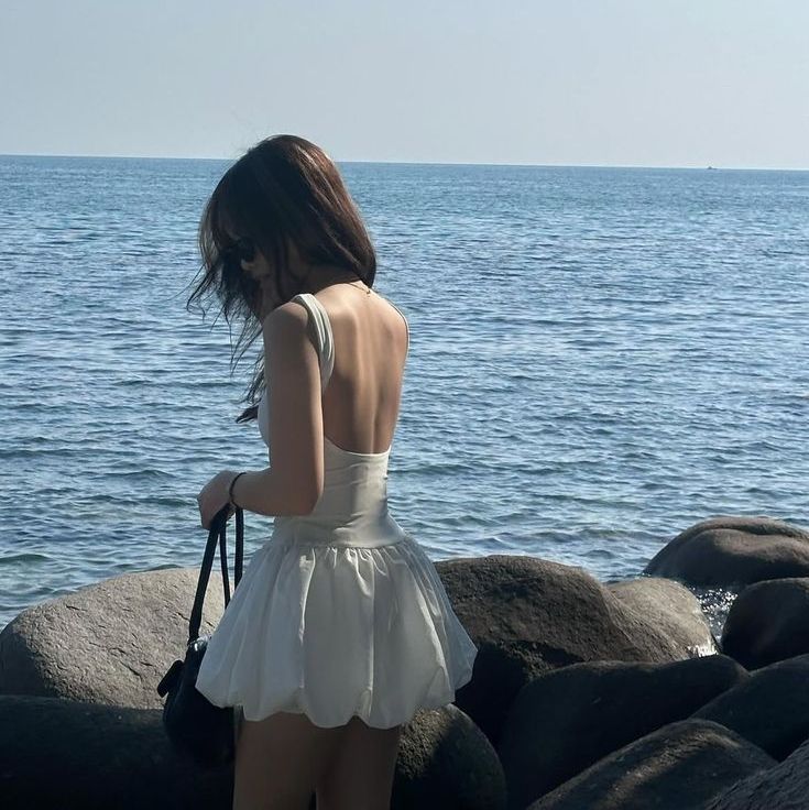 Ảnh sau lưng là nơi khung cảnh lên tiếng thay người