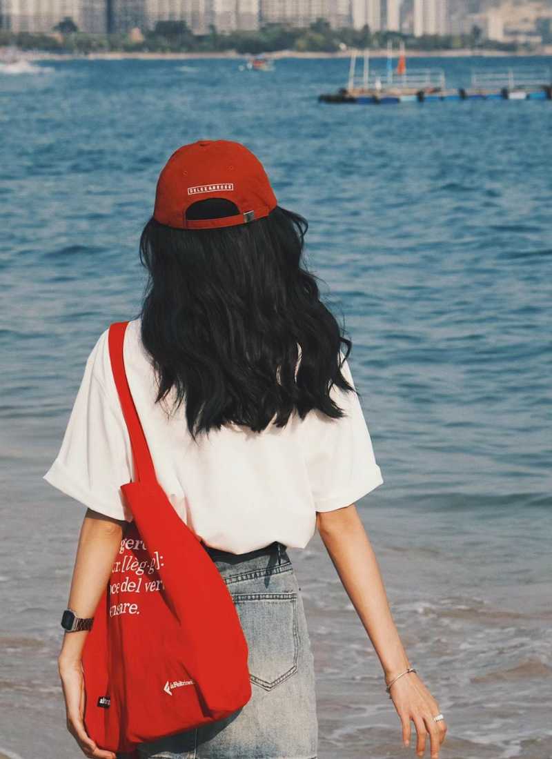 Ảnh đi biển chụp sau lưng tóc dài