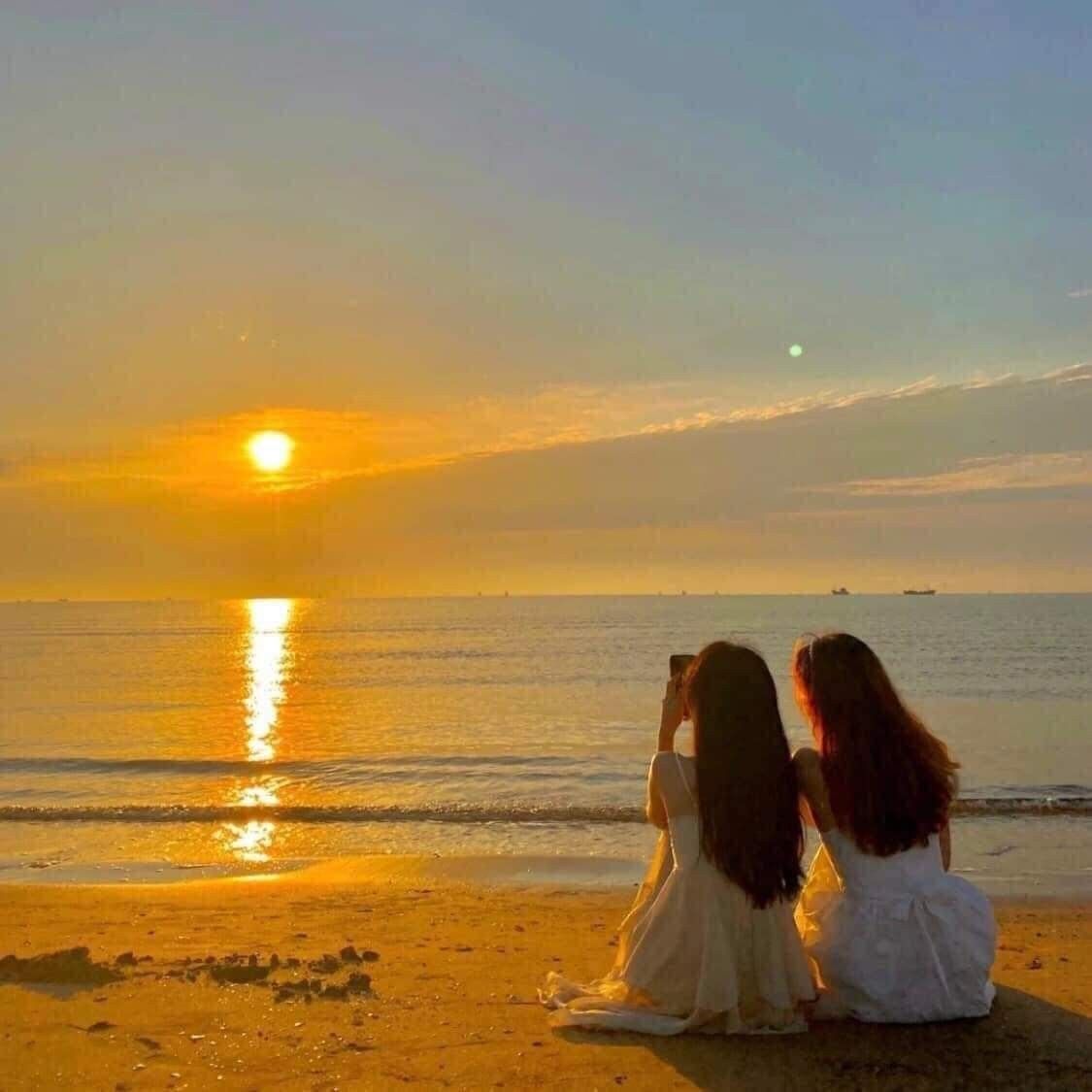 Ảnh quay lưng để khung cảnh được lên tiếng