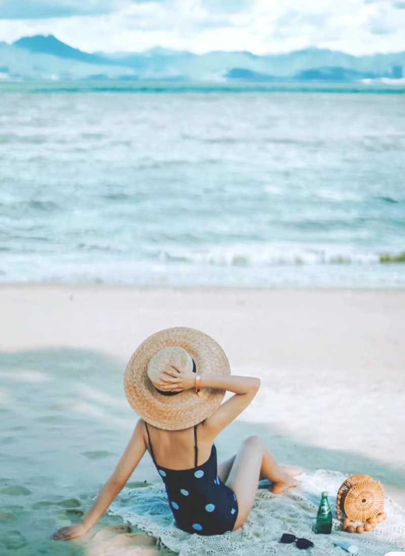 Ảnh đi biển chụp sau lưng tóc ngắn