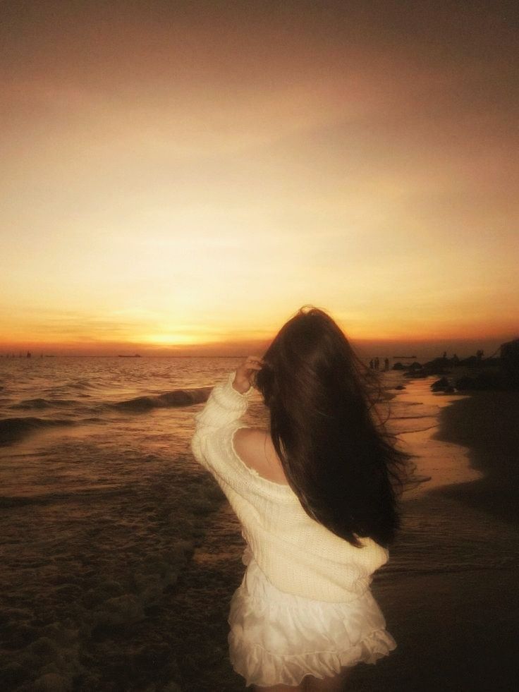 Tạo dáng sau lưng là cách lặng lẽ thu hút mọi ánh nhìn