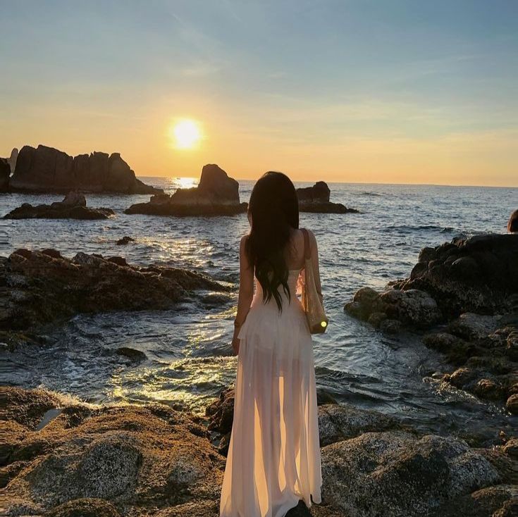 Tạo dáng quay lưng giúp mọi thứ trở nên dịu dàng