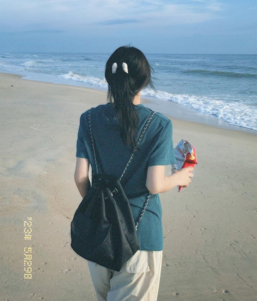 Đứng giữa thiên nhiên, em chỉ là một chấm nhẹ