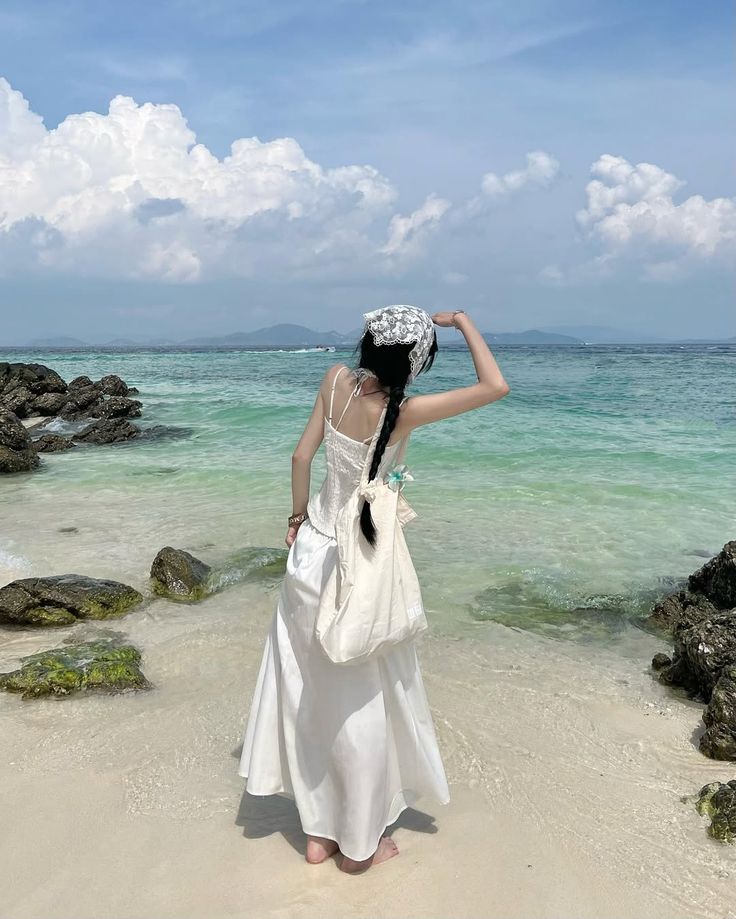 Để lưng em ôm lấy cả trời xanh phía trước