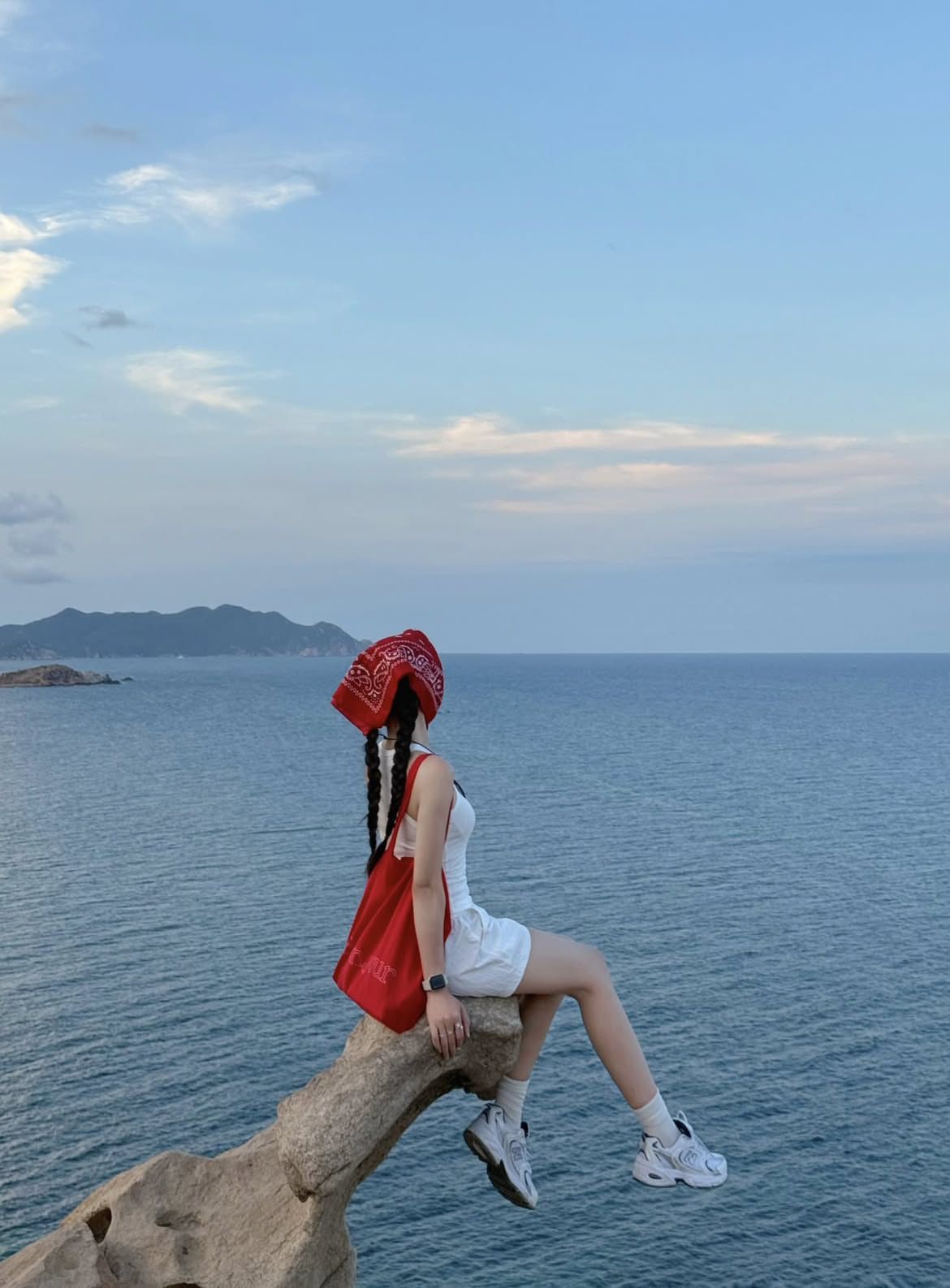 Dáng quay lưng nói nhiều hơn lời nói