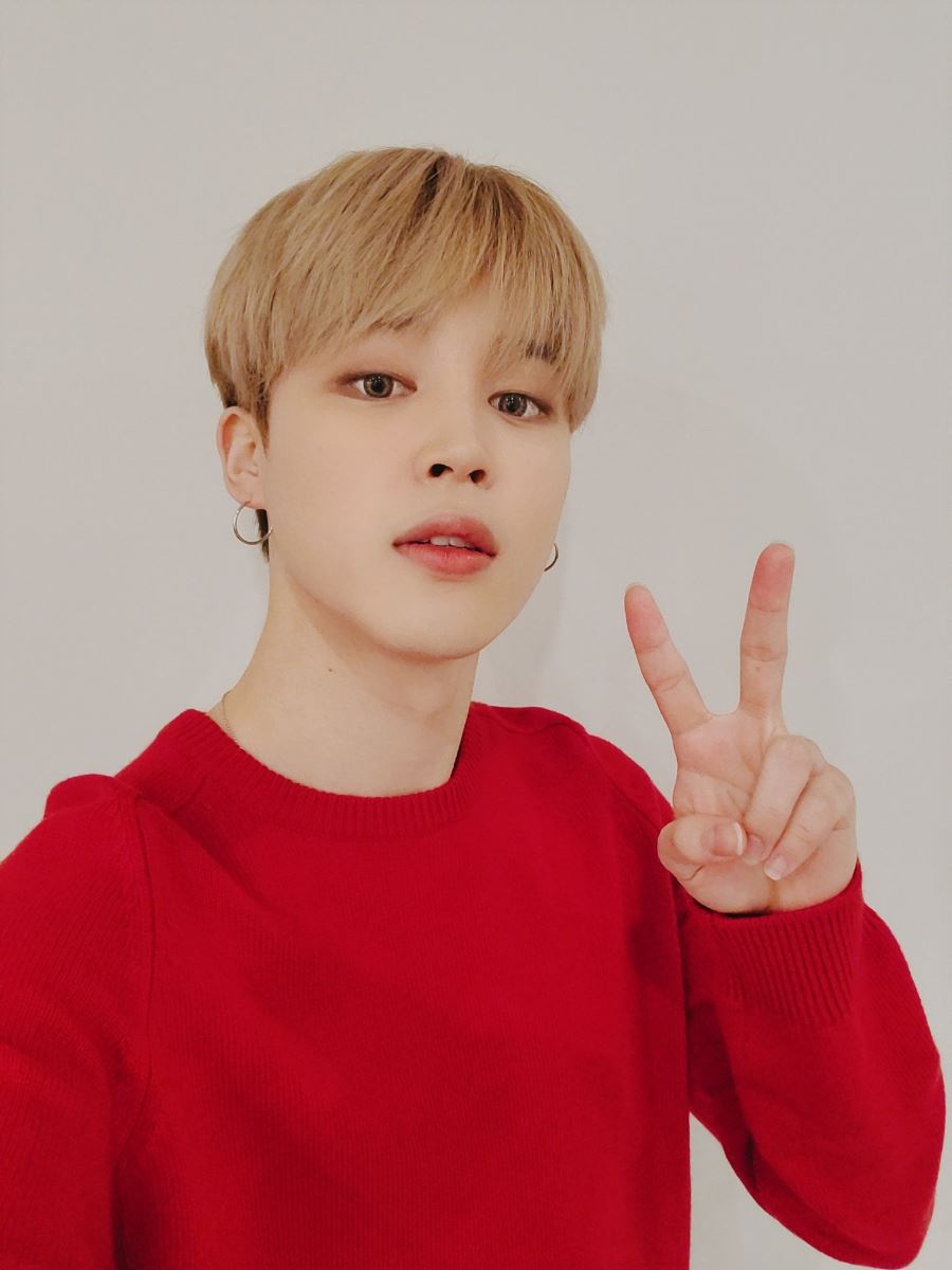 Hình ảnh Jimin BTs mặc đồ đỏ