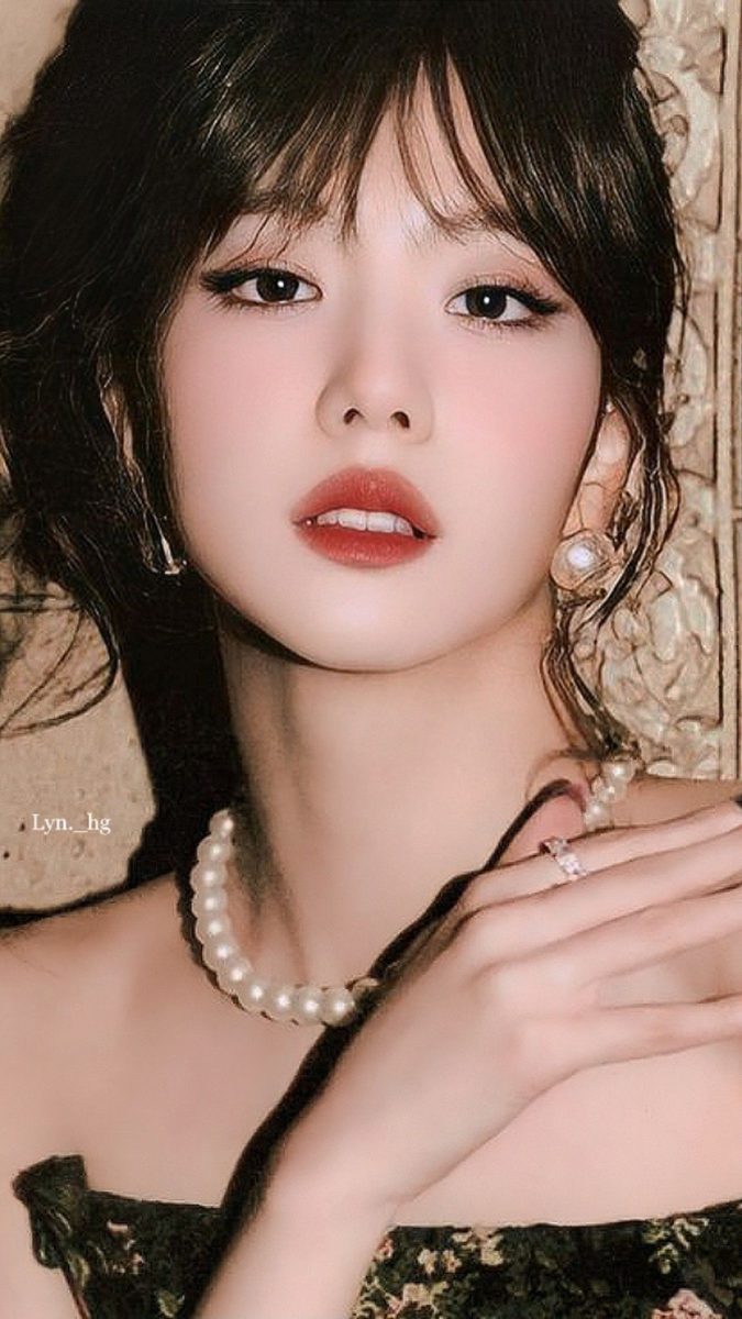 Ảnh Jisoo ngầu với phong cách thời trang độc đáo và ấn tượng.