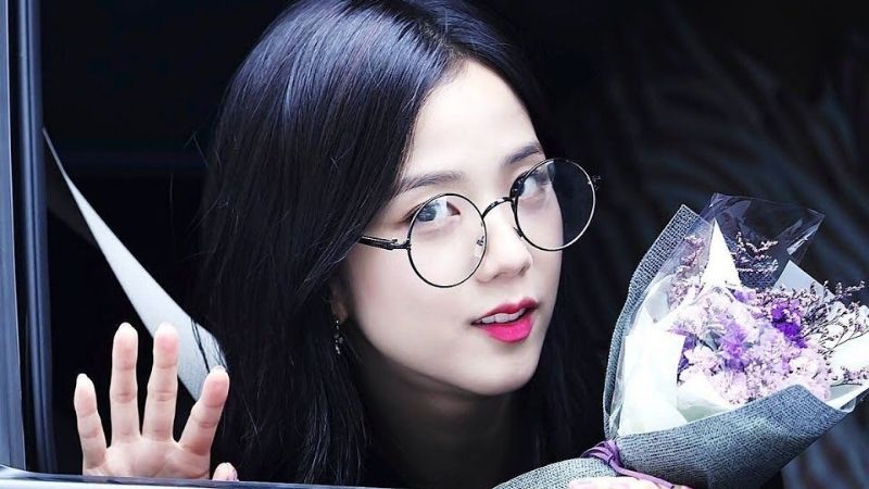 Hình ảnh ảnh jisoo ngầu​ với thần thái cuốn hút và trang phục ấn tượng