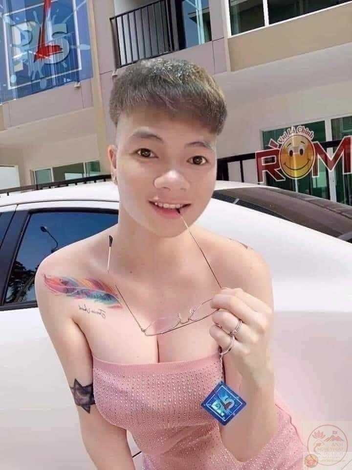 Hình ảnh Khá Bảnh múa quạt