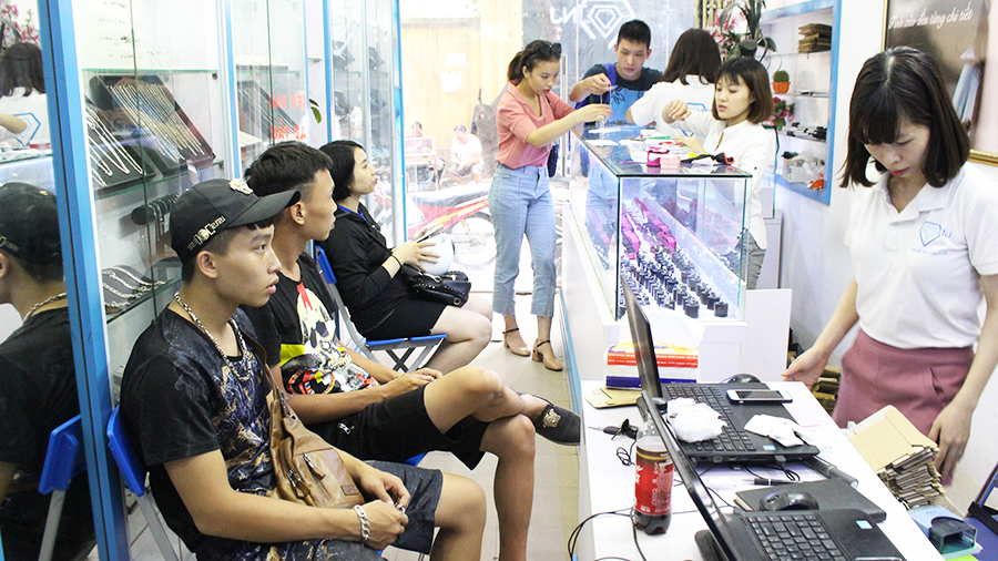 cửa hàng trang sức tnj