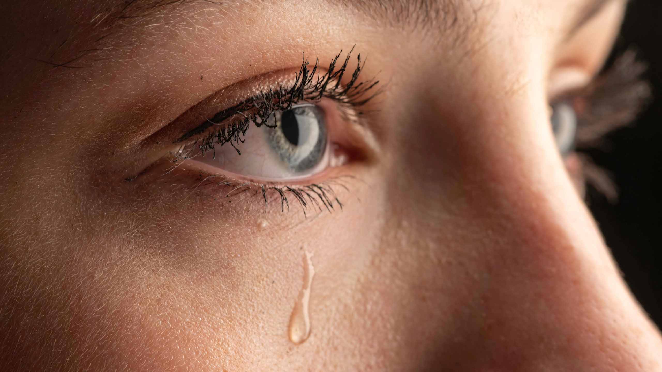 anh giot nuoc mat buon 2560px 1440px 2k 40