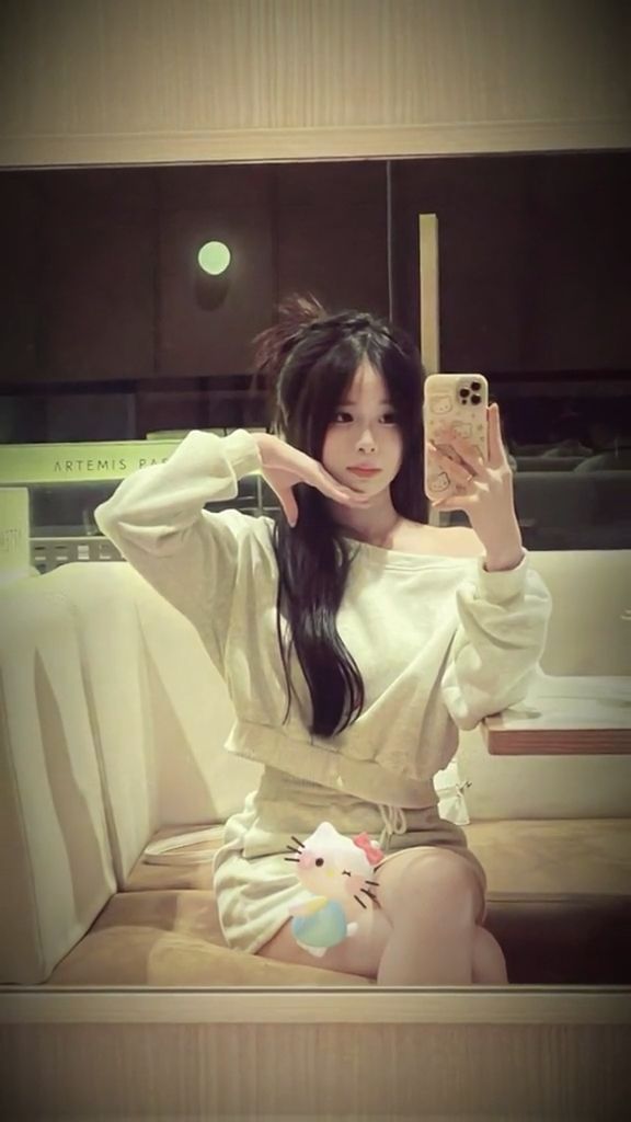 Vẻ đẹp hồn nhiên đáng yêu trong ảnh gái xinh lớp 10 thật dễ thương