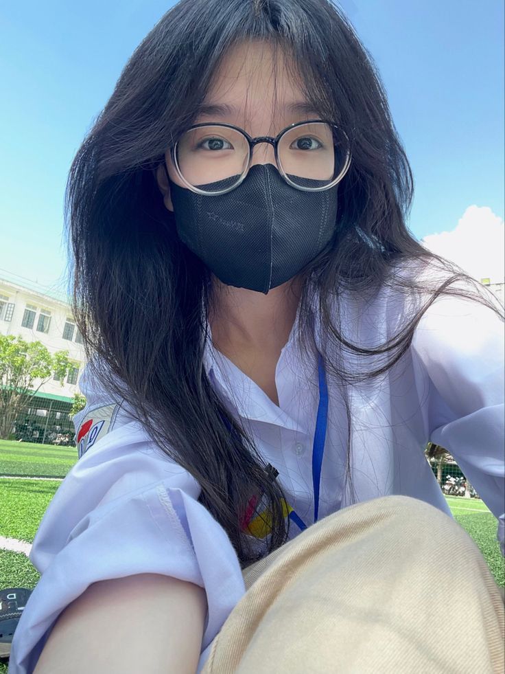 Ảnh gái xinh lớp 10 che mặt