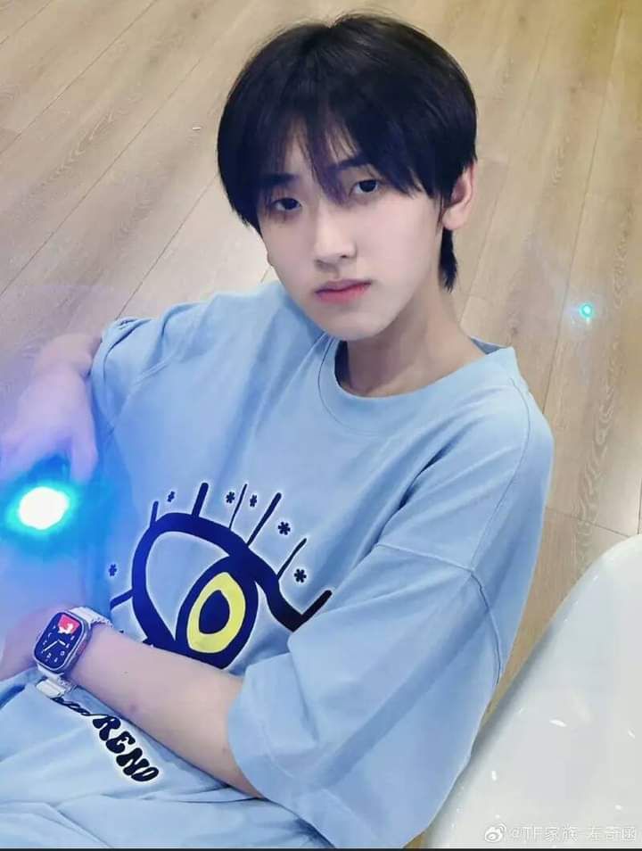 Một loạt ảnh trai đẹp 2k10 luôn lan tỏa cảm giác vui tươi tích cực