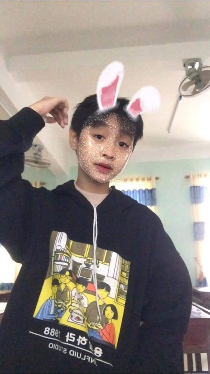 Ảnh trai đẹp 2k10 tạo cảm giác vui vẻ nhờ nụ cười rạng rỡ và hồn hậu