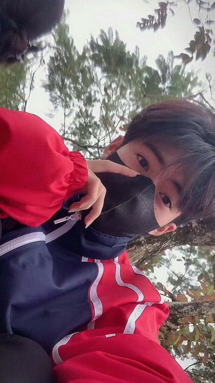 Những tấm ảnh trai 2k10 che mặt tạo cảm giác bí ẩn và cuốn hút bất ngờ