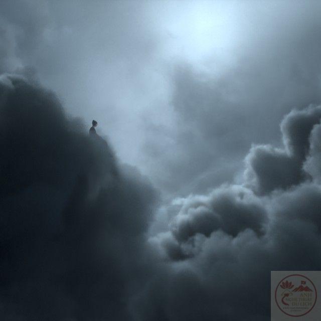 Những tầng mây buồn khiến lòng người trầm xuống bất chợt