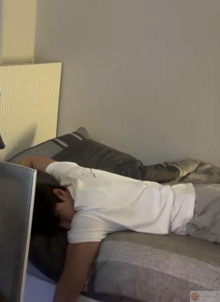 Tôi cố gắng cười dù lòng đang rối tung lên