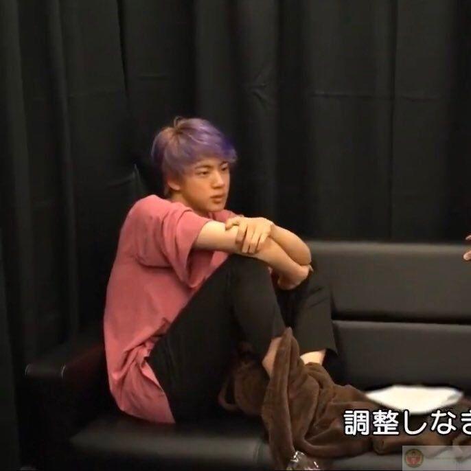 Tôi im lặng không phải vì ổn, mà vì quá buồn