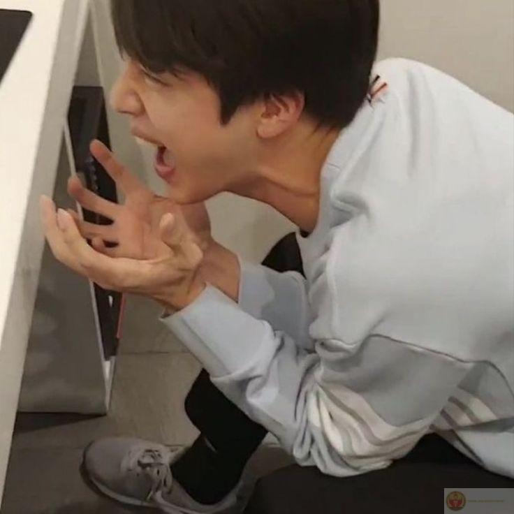 Im lặng quá lâu đến nỗi trở thành người vô hình