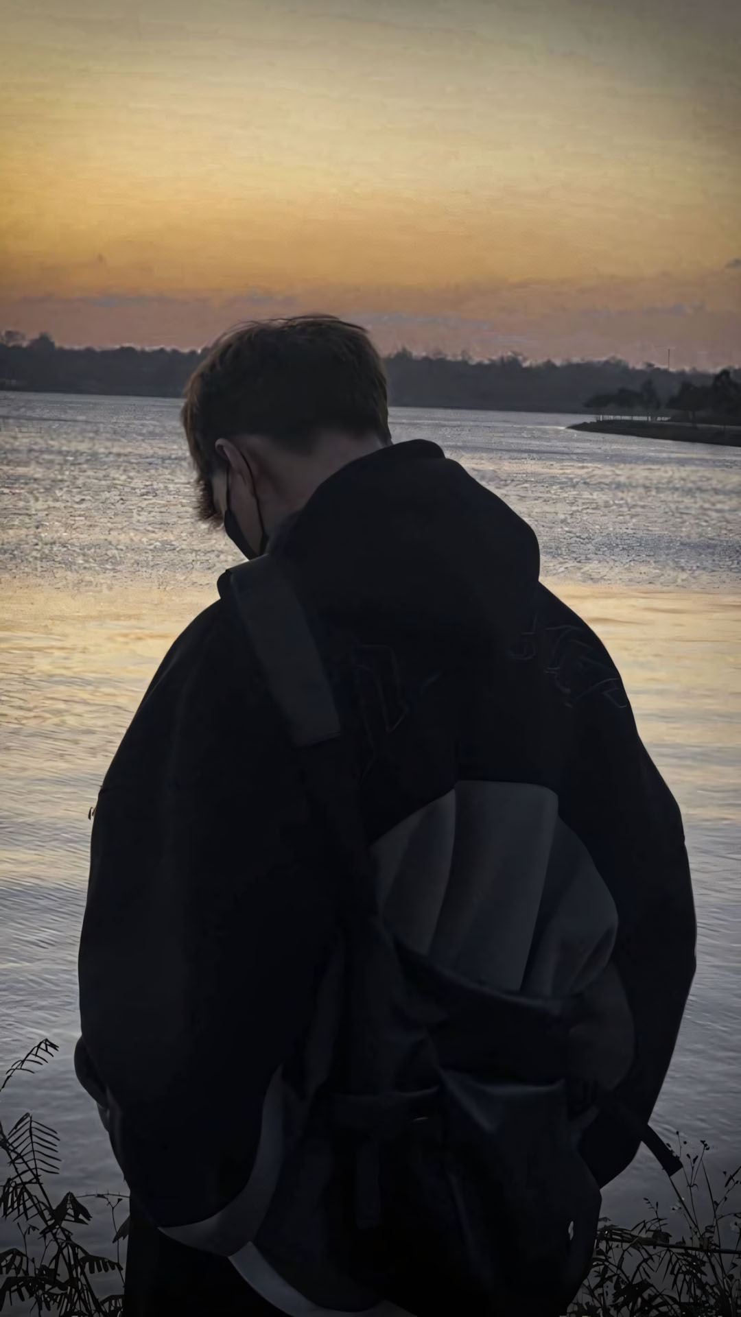 anh chup sau lung nam buon 1920px 1080px full hd 9