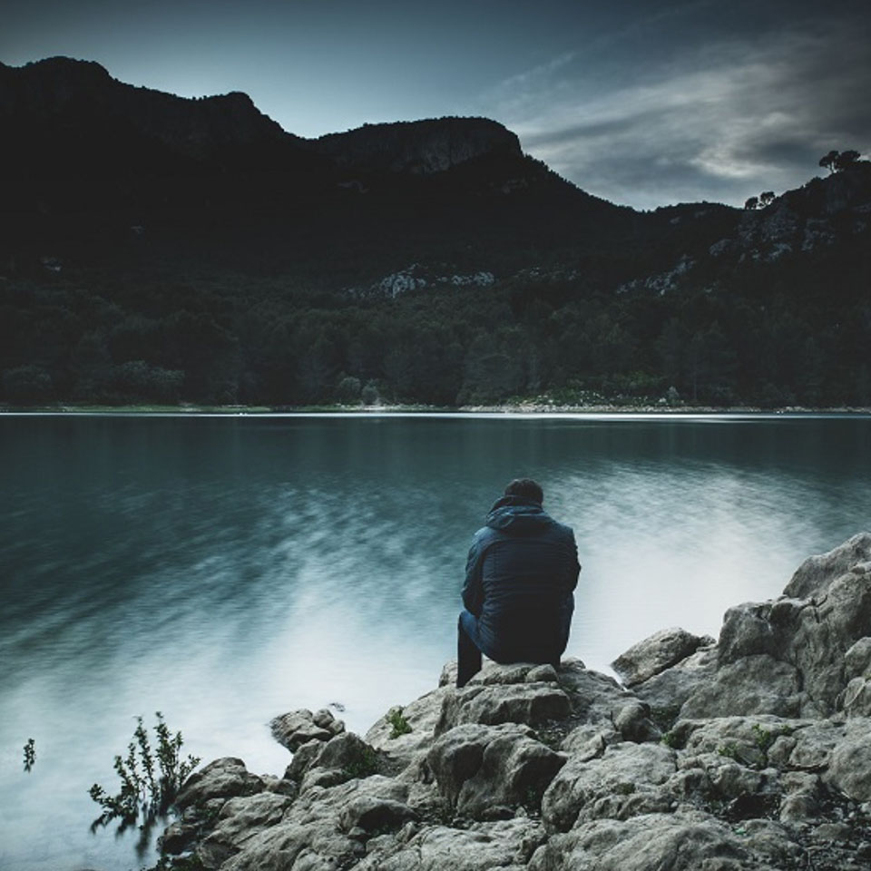 avatar anh chup sau lung nam buon 960px 960px avatar 8