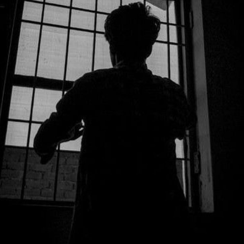 avatar anh chup sau lung nam buon 960px 960px avatar 5