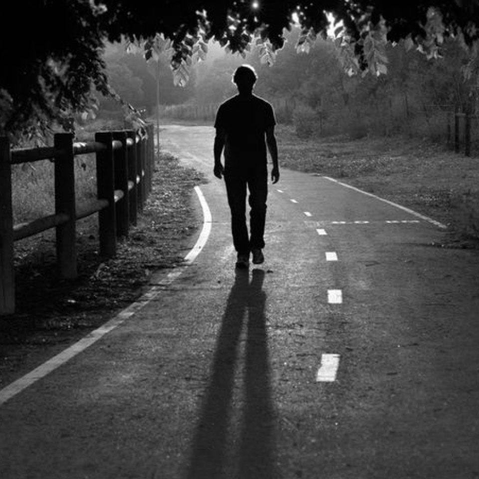 avatar anh chup sau lung nam buon 960px 960px avatar 3