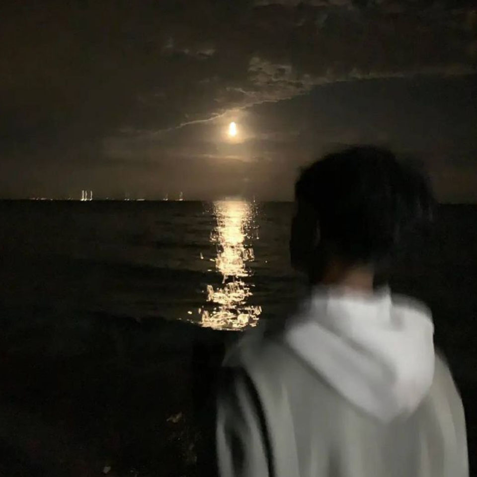 avatar anh chup sau lung nam buon 960px 960px avatar 1