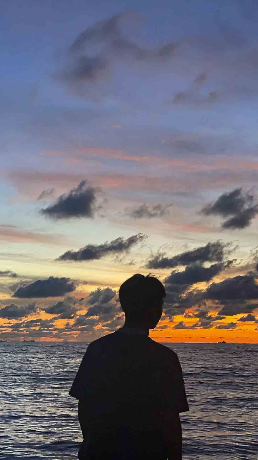 hoang hon anh chup sau lung nam buon 1920px 1080px full hd 1