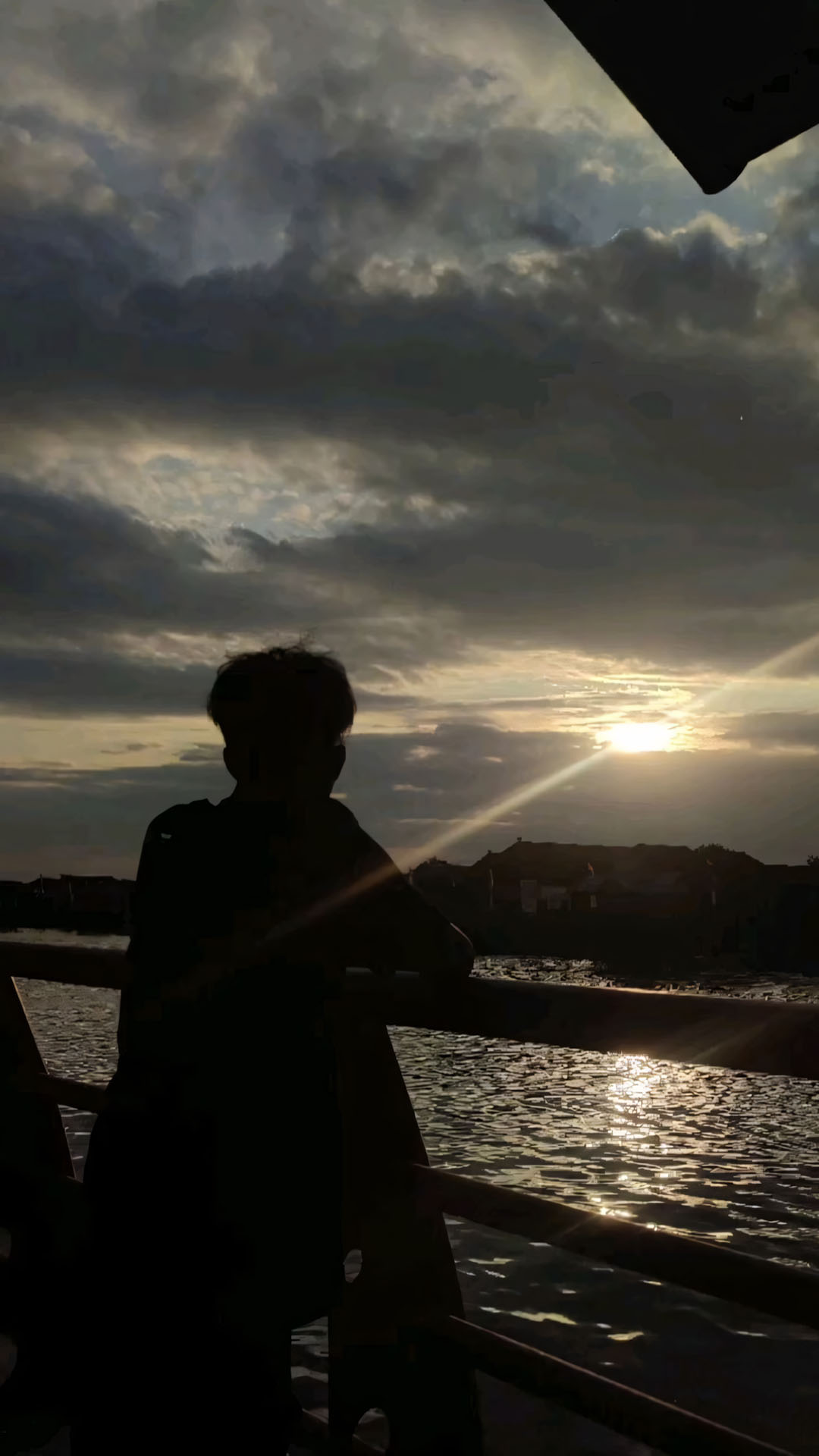 hoang hon anh chup sau lung nam buon 1920px 1080px full hd 9