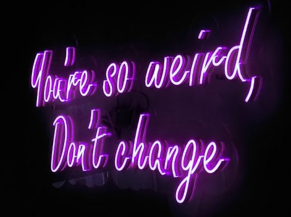 Hình nền màu tím đầy nghệ thuật