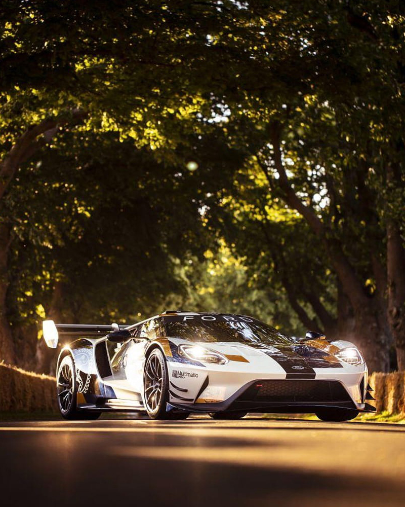 Hinh-nen-sieu-xe-cho-ban-cai-lam-hinh-nen-dien-thoai