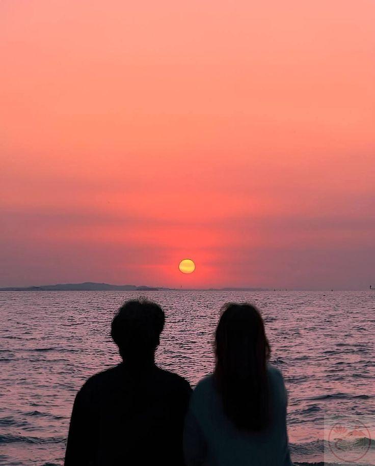 Có lẽ yêu thương chỉ cần hiện diện đã đủ làm ngày tháng dịu dàng