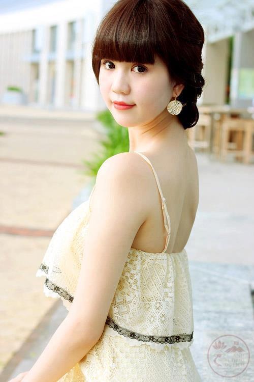 Fan vẫn nhớ nụ cười hồn nhiên của cô trong ảnh cũ