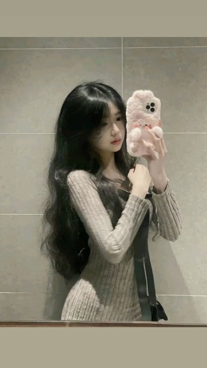Khoảnh khắc đáng yêu của gái xinh K10 với nét e ấp
