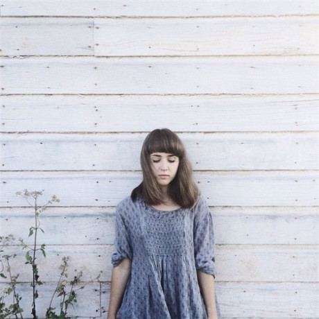 Bat ngo truoc dung nhan that cua co gai chuyen chup anh tu phia sau - Anh 14