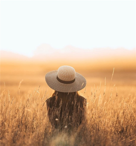 Bat ngo truoc dung nhan that cua co gai chuyen chup anh tu phia sau - Anh 4