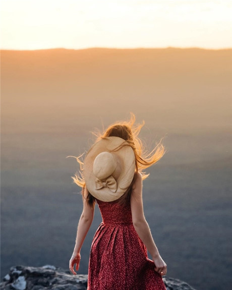 Bat ngo truoc dung nhan that cua co gai chuyen chup anh tu phia sau - Anh 6