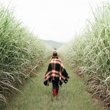 Bat ngo truoc dung nhan that cua co gai chuyen chup anh tu phia sau - Anh 8