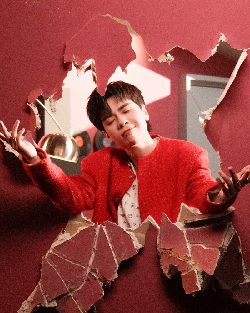 Ảnh Quang Hùng cực dễ thương trong buổi chụp hình