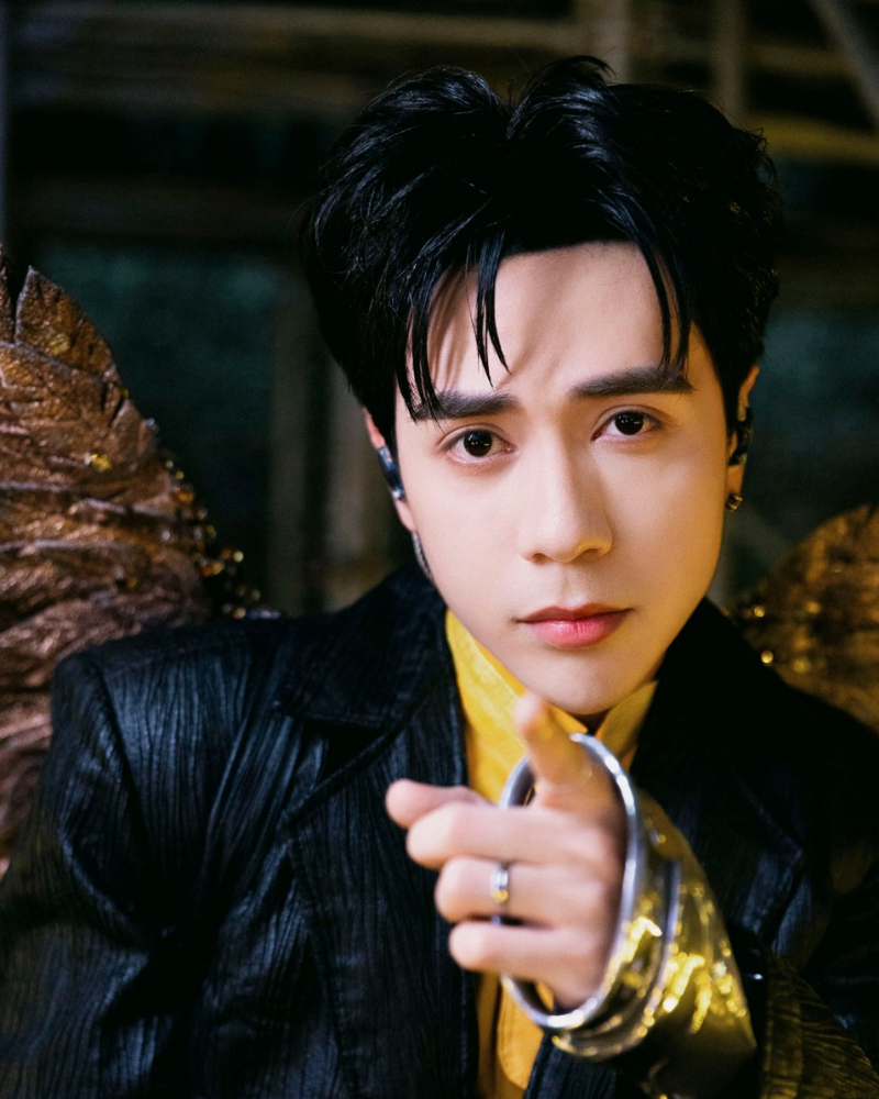 Quang Hùng cool ngầu, thần thái cực kỳ thu hút