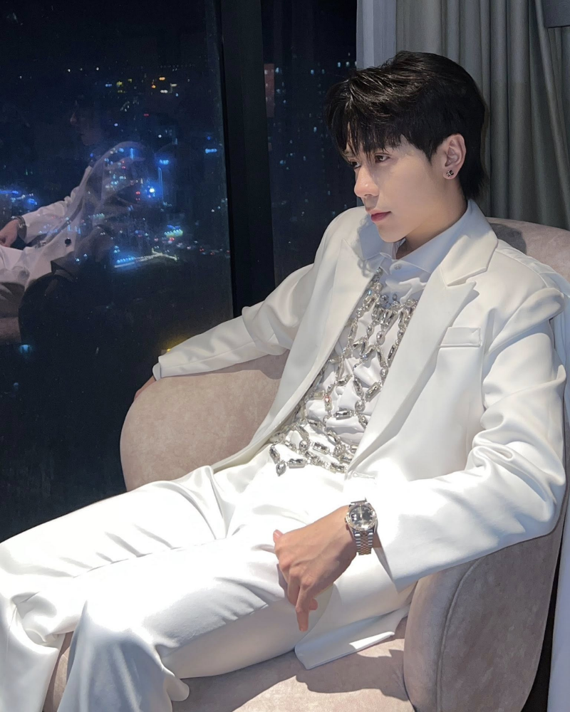 Ảnh Quang Hùng toát ra vẻ cool ngầu, boy lạnh lùng