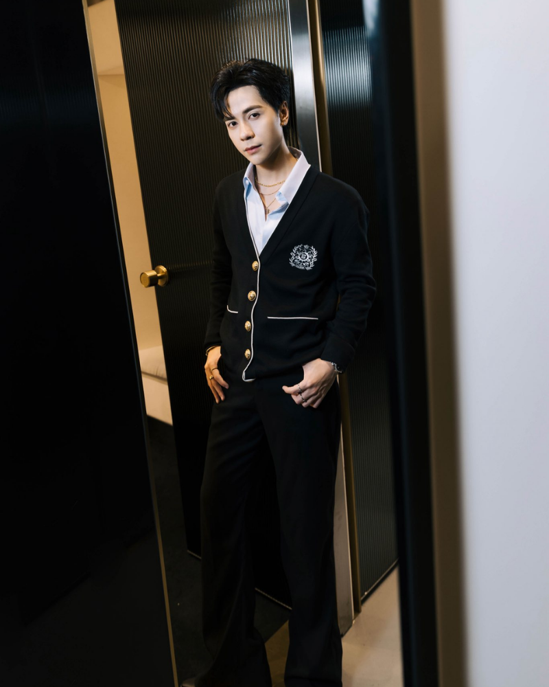 tạo dáng cực cool ngầu và lịch lãm