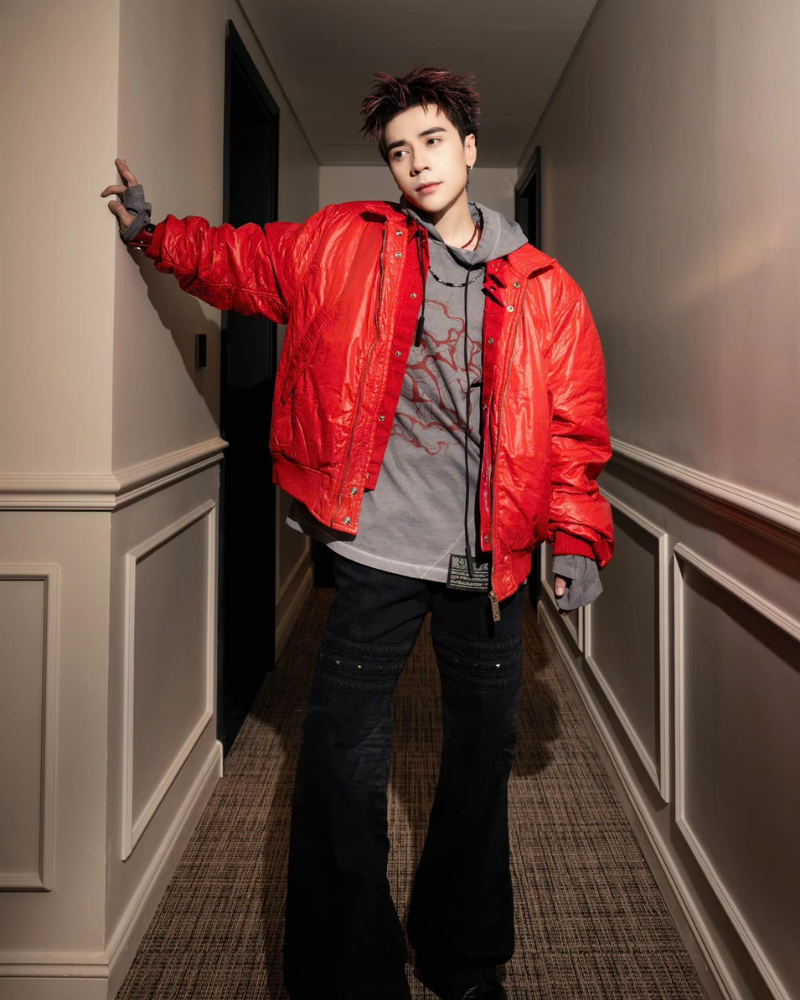 Hình ảnh cool ngầu trong concept thời trang đường phố, toát lên phong cách cá tính và hiện đại