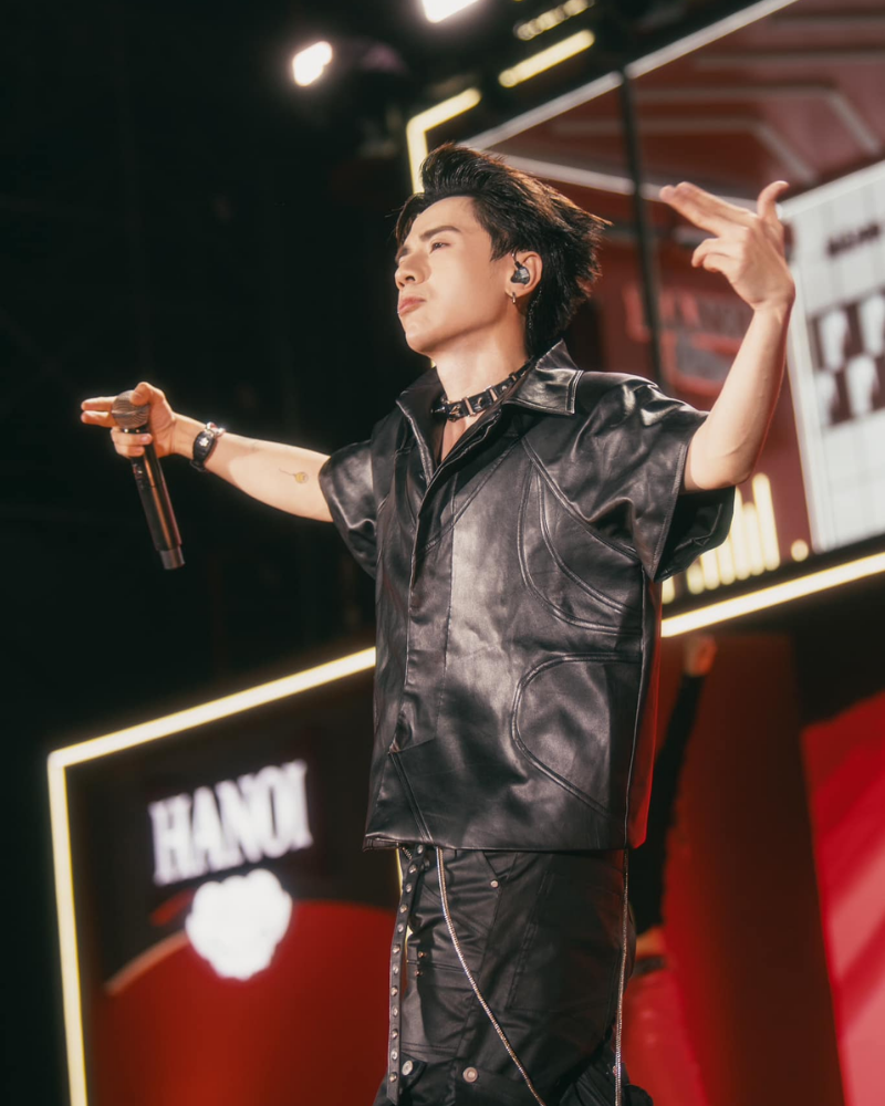 Fan phấn khích khi Quang Hùng MasterD nhảy trên sân khấu đầy lôi cuốn