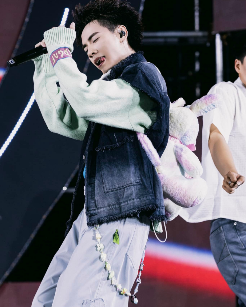 Quang Hùng trình diễn làm bùng nổ không khí buổi diễn