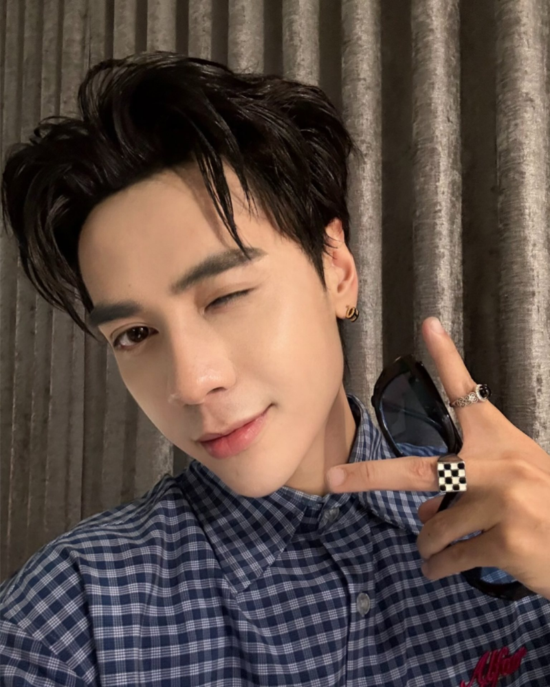 Anh trai Quang Hùng say hi cực cute