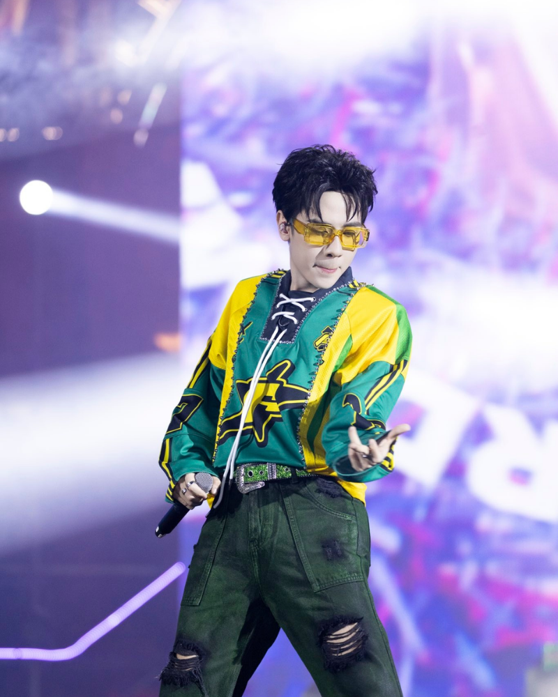 Quang Hùng cực kỳ cuốn hút và bốc lửa trên sân khấu